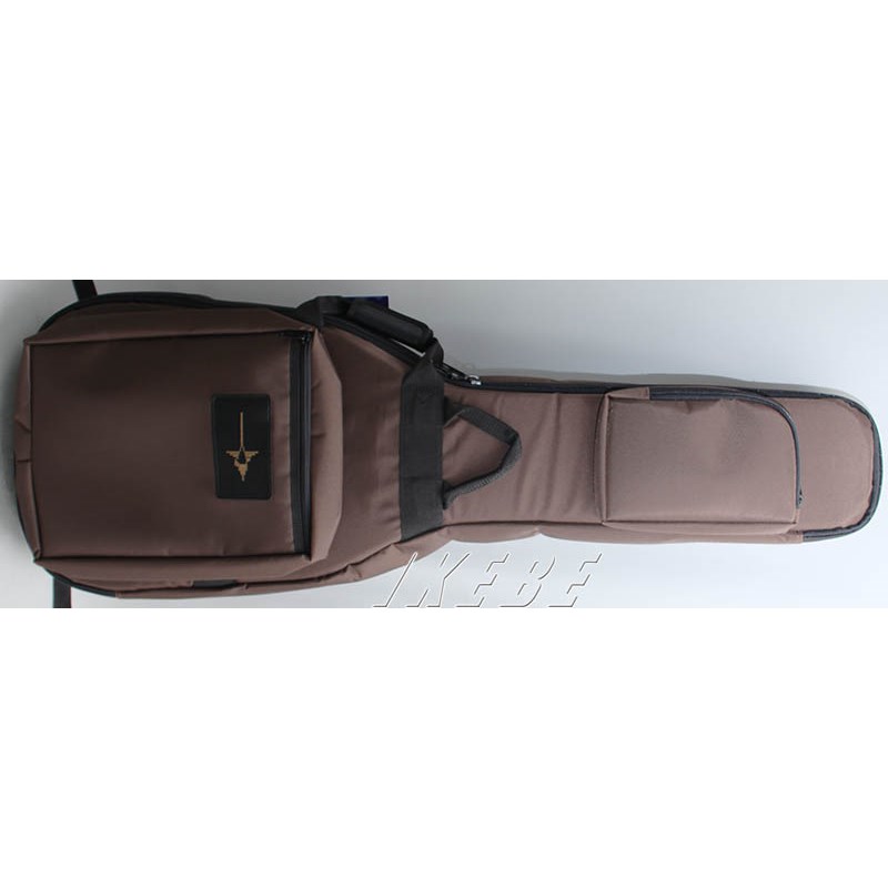楽器種別：新品NAZCA/新品 商品一覧＞＞楽器アクセサリ【35，000円〜70，000円】 商品一覧＞＞ケース/エレキギター用ケース/NAZCA 商品一覧＞＞品揃え豊富な当店なら弦、パーツ、ケーブルなどのアクセサリーがまとめて揃います！NAZCA 【受注生産品】 IKEBE ORDER Protect Case for Guitar Dark Brown/#51商品説明遂に完成しました！コダワリ満載のNAZCA Ikebe Order仕様 プロテクトギグケース！耐久性抜群の素材を使用し大人気の高級ギグケースNAZCA（ナスカ）のプロテクトギグケースを基に、様々な工夫を凝らし、全てのギタリスト必見の高品質ギグケースが完成いたしました！実際にプロテクトギグケースを使用している当店スタッフのアイデアや、使用しているお客様の声を反映し、より使いやすい仕様にて当店がオーダーいたしました。ポケットのサイズを変更し、収納力をアップしました。縦幅、横幅は変えずにポケットの厚み（奥行き）を大きくしたことにより、見た目は通常のケースと変えずに収納力を向上させました。ケースの下部にゴムのクッションを取り付け、床に置いた時の衝撃緩和と汚れ防止を実現。さらに足ゴムを左右に2つ取り付けたことにより、2点でバランスをキープでき、壁に立てかけたときなどでも左右に倒れれことなく直立の状態をキープし易くなっております。【ノーマル仕様からの変更点】・下ポケットの厚みを3cmアップ・足ゴムを2枚追加・カラー：Dark Brown/#51※ヘッド角があるモデル（ギブソン製品、アイバニーズ製品）を収納する場合は、NAZCA Neck Support（別売）をご使用いただくと安全です。※画像はサンプルです。製品の使いやすさを向上するために、予告なく仕様は変更されることがあります。あらかじめご了承下さい。【※ご注意下さい】・受注生産品につきましてはご注文確定後に生産が始まりますので、お届けまでに約1〜2ヶ月ほどのお時間を要します。（状況により納期が前後する場合がございますのでご了承ください）・受注生産品のため代金引換をご利用頂けません。・受注生産品のためご注文後のキャンセルはいかなる場合でもお受け出来ません。イケベカテゴリ_楽器アクセサリ_ケース_エレキギター用ケース_NAZCA_新品 SW_NAZCA_新品 JAN:2510200198653 登録日:2012/12/08 ギターケース