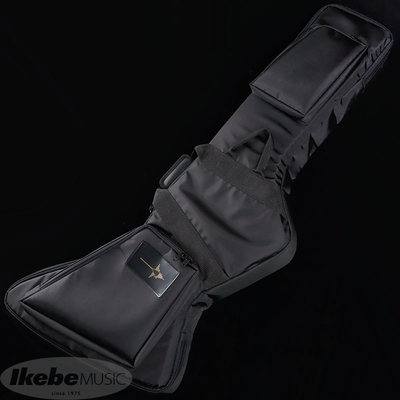 楽器種別：新品NAZCA/新品 商品一覧＞＞楽器アクセサリ【35，000円〜75，000円】 商品一覧＞＞ケース/エレキギター用ケース/NAZCA 商品一覧＞＞品揃え豊富な当店なら弦、パーツ、ケーブルなどのアクセサリーがまとめて揃います！NAZCA 【受注生産品】 Protect Case [Futura用/Black #8]商品説明NAZCA Protect Case for Futuraプロ・ミュージシャンからも認められる耐久性抜群の素材を使用した高級ギグケース。こちらはFutura(フューチュラ)専用！外装はパラシュートにも使用されているナイロン地を採用、ヘッド部と底部に装着されているインナー・パッドは厚さ1.5mmのベルポーレンと20mmのウレタンで出来ており、横方向からの衝撃のみならず、倒した時の衝撃にも非常に強く設計されています。日本製で一枚一枚手作りで作られているため、縫製などのホツレの修理はもとより、国内生産だからオーダーメードにも素早く対応。変形ギター等のオーダーにも対応します。内容量の大きいポケットやダブルショルダーなど使い勝手もGOOD！大切にしたいけど、変形タイプはいいケースが見つからない。でも、ハードケースは重い。そんなあなたにぜひオススメです！【※ご注意下さい】受注生産品につきましてはご注文確定後に生産が始まりますので、お届けまでに約1〜2ヶ月ほどのお時間を要します。また、受注生産品には代金引換をご利用頂けませんのであらかじめご了承下さい。イケベカテゴリ_楽器アクセサリ_ケース_エレキギター用ケース_NAZCA_新品 SW_NAZCA_新品 JAN:2500040014077 登録日:2021/07/08 ギターケース