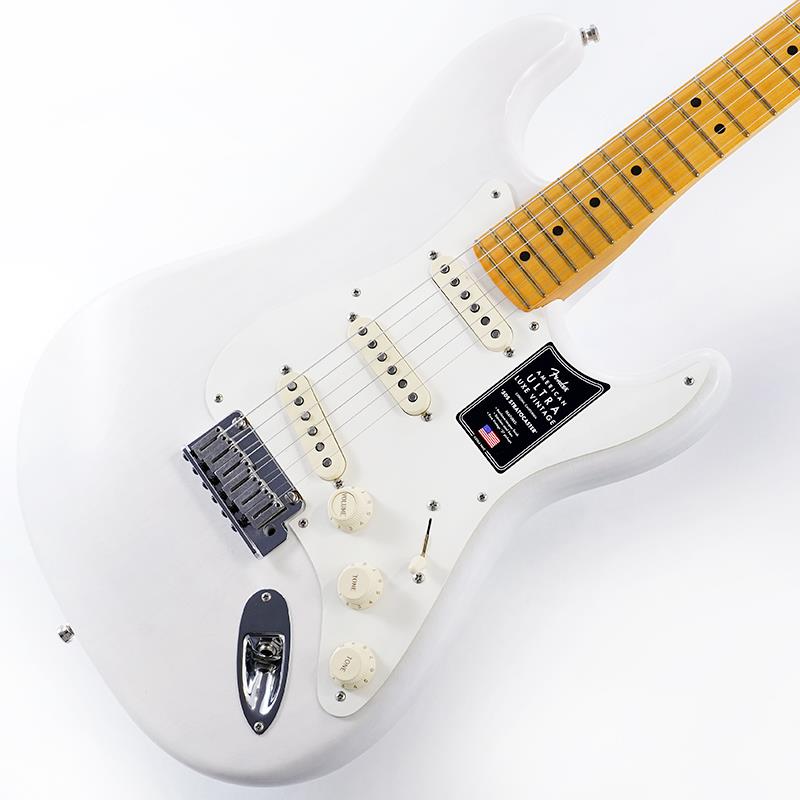 楽器種別：新品Fender USA/American Ultra 商品一覧＞＞Fender USA/新品 商品一覧＞＞エレキギター【325，000円〜605，000円】 商品一覧＞＞STタイプ/Fender USA 商品一覧＞＞当店のギターは、出荷前に専門スタッフが検品・調整しているので安心です！Fender USA American Ultra Luxe Vintage '50s Stratocaster (White Blonde/Maple)商品説明Fender American Ultra Luxe Vintage Series革新とクラフトマンシップの頂点を象徴するFender American Ultra Luxeは、プレミアムエレクトリックギターの新たな基準を打ち立てます。American Ultra Luxe Vintageシリーズは、フェンダーの伝統的なタイムレスでクラシックな気品と妥協のないモダンなパフォーマンスが融合したモデルをラインナップしています。American Ultra Luxe Vintage 50s Stratocasterは、厳選されたアッシュまたはアルダー材をボディに使用し、洗練された滑らかなコンターデザインがHeirloomエイジドラッカーフィニッシュを引き立てます。精緻な演奏性を追求したModern Dシェイプのクォーターソーンメイプルネックには、Ultraロールドエッジ加工が施され、ステンレススチールミディアムジャンボフレット、蓄光式Luminlayサイドドット、Graph Tech TUSQナットといったハイスペックを実現。さらに、ハイポジションへのアクセスを飛躍的に高めるテーパードネックヒールも採用しています。ピックアップにはPure Vintage ’57 Stratを搭載し、クリアで煌びやかなクリーントーンから、豊かで表現力あふれるリードトーンまで、クラシックなフェンダーサウンドを奏でます。ハードウェアには、コールドロールドスチールブロックとポリッシュフィニッシュのステンレススチールブロックサドルをフィーチャーした2点支持American Ultraシンクロナイズドトレモロ、素早い弦交換と優れたチューニング安定性を誇るデラックスロッキングチューナーを装備し、高い演奏性を提供します。American Ultra Luxe Vintage 50s Stratocasterは、クラシックなデザインと唯一無二の存在感を備えながら、現代のパフォーマンスにおいても一切の妥協がない一本です。※画像はサンプルです。製品の特性上、杢目、色合いは個体ごとに異なります。商品詳細Series: American Ultra Luxe VintageBody Material: Alder (3-Color Sunburst)， Ash (White Blonde)Body Finish: Heirloom Nitrocellulose LacquerNeck: Maple， Modern DNeck Finish: Heirloom Nitrocellulose LacquerFingerboard: Maple， 10 to 14 Compound Radius (254 mm to 355.6 mm)Frets: 22， Medium Jumbo Stainless SteelPosition Inlays: Vintage Black DotNut (Material/Width): TUSQ， 1.685 (42.8 mm)Tuning Machines: Deluxe Locking Short PostScale Length: 25.5 (64.77 cm)Bridge: 2-Point Ultra Synchronized Tremolo with Pop-In ArmPickguard: 1-Ply ParchmentPickups:Pure Vintage ‘57 Single-Coil Strat (Bridge)Pure Vintage ‘57 Single-Coil Strat (Middle)Pure Vintage ‘57 Single-Coil Strat (Neck)Pickup Switching: 5-Position Blade:Position 1. Bridge PickupPosition 2. Bridge and Middle PickupPosition 3. Middle PickupPosition 4. Middle and Neck PickupPosition 5. Neck PickupSpecial Electronics: S-1 Switch Adds Neck Pickup Into Positions 1 and 2Controls: Master Volume (with S-1 Switch)， Tone 1. (Neck/Middle Pickups)， Tone 2. (Bridge Pickup)Control Knobs: Aged White Soft Touch KnobsHardware Finish: Nickel/ChromeStrings: Fender USA 250L Nickel Plated Steel (.009-.042 Gauges)， PN 0730250403Case/Gig Bag: Deluxe Tweed Caseイケベカテゴリ_エレキギター_STタイプ_Fender USA_American Ultra_新品 SW_Fender USA_新品 JAN:0885978226542 登録日:2025/08/14 エレキギター フェンダー ふぇんだー フェンダーUSA アメリカンウルトラ アメトラ