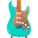 楽器種別：新品エレキギター/Squier by Fender 商品一覧＞＞エレキギター/Squier by Fender/Stratocaster 商品一覧＞＞エレキギター【50，000円〜105，000円】 商品一覧＞＞当店のギターは、出荷前に専門スタッフが検品・調整しているので安心です！Squier by Fender 40th Anniversary Stratocaster Vintage Edition (Satin Sea Foam Green/Maple)商品説明Squier 40th Anniversary Stratocaster Vintage Editionレトロ志向のSquier愛好家のために作られたクラシカルな仕様のコレクションで、その時代のソウルが込められたトリビュートモデルです。印象的なエイジド加工されたクロムハードウェア、アノダイズドのアルミニウムピックガード、サテン仕上げのヴィンテージカラー・メイプルネック、Anniversary仕様に刻印されたジョイントプレートを備えたこのストラトキャスターは、Squierが誇るこれまでの数々の名機の歴史を感じさせます。どんなプレイヤーでも楽に演奏できるスリムで快適な「C」シェイプネックをはじめ、この記念モデルには洗練されたプレイヤーフレンドリーな仕様が凝縮されています。ヴィンテージスタイルのチューニングマシン、本物のパフォーマンスとスタイルを追究した6サドルのシンクロナイズド・トレモロブリッジ、そしておなじみのストラトキャスタートーンを響かせるアルニコ5マグネットを備えた、フェンダー設計のシングルコイルピックアップを搭載しています。※画像はサンプルです。商品詳細BODYBody Material: NyatohBody Shape: StratocasterBody Finish: Satin UrethaneNECKNeck Material: MapleNeck Finish: Tinted Satin UrethaneNeck Shape: C ShapeScale Length: 25.5inch (647.7mm)Fingerboard Material: MapleFingerboard Radius: 9.5inch (241 mm)Number of Frets: 21Fret Size: Narrow TallNut Material: BoneNut Width: 1.650inch (42 mm)Position Inlays: Black DotTruss Rod: Head AdjustTruss Rod Nut: 4 mm HexELECTRONICSBridge Pickup: Fender Designed Alnico Single-CoilMiddle Pickup: Fender Designed Alnico Single-CoilNeck Pickup: Fender Designed Alnico Single-CoilControls: Master Volume、Tone 1. (Neck/Middle Pickups)、Tone 2. (Bridge Pickup)Switching: 5-Position Blade: Position 1. Bridge Pickup、Position 2. Bridge and Middle Pickup、Position 3. Middle Pickup、Position 4. Middle and Neck Pickup、Position 5. Neck PickupConfiguration: SSSHARDWAREBridge: 6-Saddle Vintage-Style Synchronized TremoloHardware Finish: Aged ChromeTuning Machines: Vintage-StylePickguard: 1-Ply Gold Anodized AluminumControl Knobs: Aged White PlasticSwitch Tip: Aged WhiteNeck Plate: 4-Bolt Squier 40th Anniversaryソフトケース付属イケベカテゴリ_ギター_エレキギター_Squier by Fender_Stratocaster_新品 JAN:0885978972050 登録日:2022/07/21 エレキギター スクワイヤー スクワイアー フェンダー ストラト ストラトキャスター