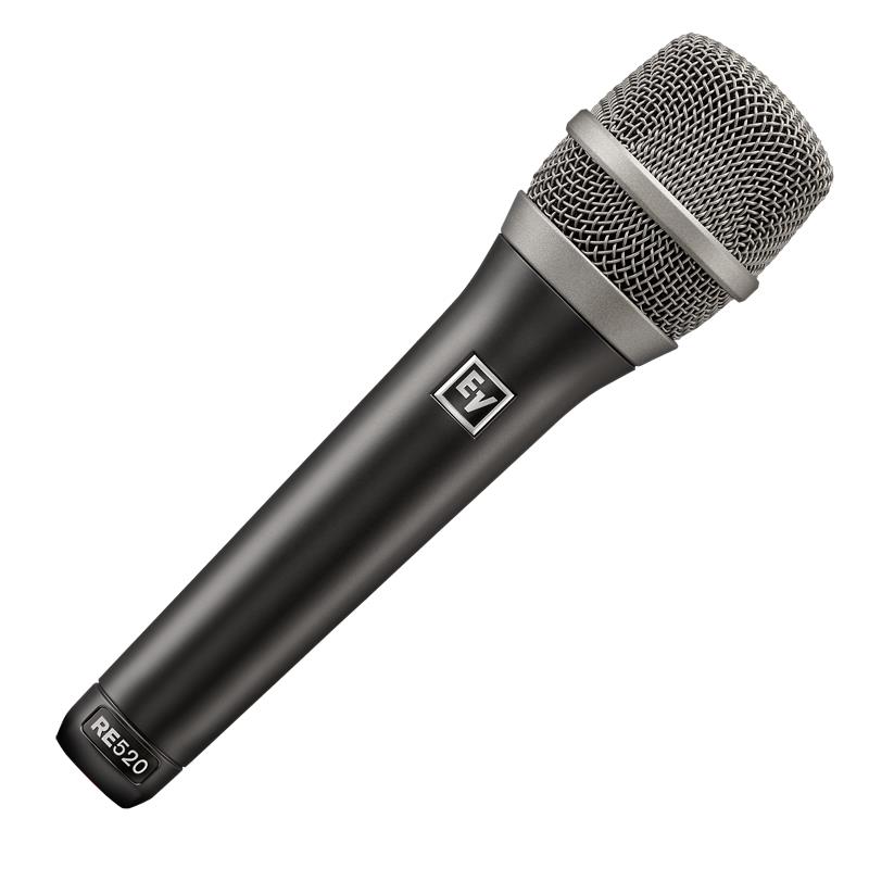 楽器種別：新品Electro Voice/新品 商品一覧＞＞レコーディング【60，000円〜120，000円】 商品一覧＞＞マイク/コンデンサーマイク/Electro Voice 商品一覧＞＞パワーレックは、専門スタッフに気軽に相談できる渋谷発のDTM・レコーディング機材専門フロアです。Electro Voice RE520 (エレクトロボイス)(コンデンサスーパーカーディオイドボーカルマイク)商品説明コンデンサスーパーカーディオイドボーカルマイクRE520 は高品質で高性能なコンデンサスーパーカーディオイドボーカルマイクです。コンデンサ素子の特徴である非常に高い解像度と鮮明な明瞭度がはっきり分かるよう設計されています。音源近くの軸外のサウンドを制御しながら、表現力に富むボーカルパフォーマンスに求められる叙情的な繊細さを上品に実現します。音の特性は解像度が高く、豊かで鮮やかです。温かくクリアな低域、自然で臨場感のある中域、オープンで歯切れが良く解像度の高い高域を持っています。スーパーカーディオイドパターンにより、優れた音響分離性を実現します。ハウリングを最大限抑制するためには、ステージモニターをエレメントに対して 225° または 125°の軸外に配置します。また、このパターンは軸外サウンドを排除するため、よりクリーンなミックスが可能になります。マルチステージポップフィルタは間隔の空いた 2 層の高密度フォームによって構成されており、呼気や突風による風速を減衰させます。 ◆仕様Connector Type：3-pin， XLR-typeMaximum SPL (1% THD)：150 dB SPL (1% THD)Height：192Weight Net：0.332Frequency Response (-3 dB)：40 Hz-20 kHzFamily：RE Series Wired Live Performanceイケベカテゴリ_レコーディング_マイク_コンデンサーマイク_Electro Voice_新品 SW_Electro Voice_新品 JAN:4060039011817 登録日:2026/03/10 エレクトロボイス
