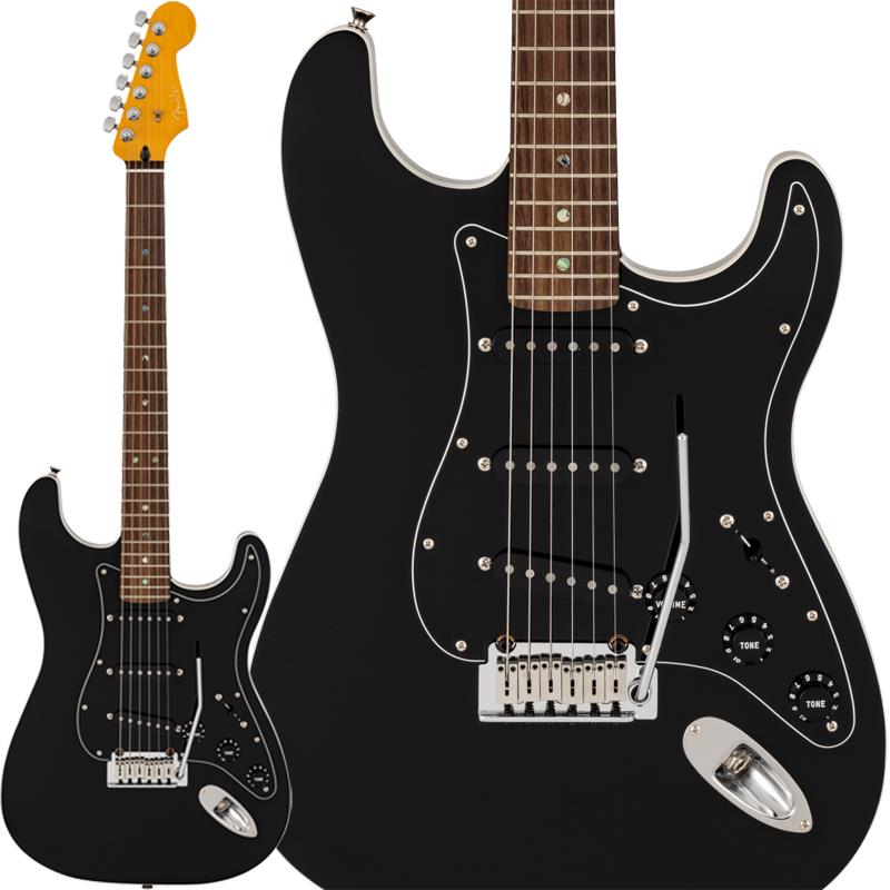 楽器種別：新品Fender Made in Japan/Limited Collection 商品一覧＞＞Fender Made in Japan/新品 商品一覧＞＞エレキギター【170，000円〜330，000円】 商品一覧＞＞ストラトキャスター・STタイプ/Fender Made in Japan 商品一覧＞＞当店のギターは、出荷前に専門スタッフが検品・調整しているので安心です！Fender Made in Japan Limited Active Modern Stratocaster (Black/Rosewood)商品説明Made in Japan Limited EditionMade in Japan Limited Active Modernシリーズは、ハイエンドギターを好み、演奏性とサウンドクオリティの両立を求めるプレイヤーのために開発された、モダンスタイルの新たな選択肢です。音楽の歴史を築いてきたFenderの象徴であるシングルコイルサウンドを基軸としながら、新開発のアクティブSILENCOIL Systemを搭載。シングルコイル本来のトーンを損なうことなくハムノイズを低減し、現代の演奏環境に求められる快適性、静粛性、そして幅広いサウンドバリエーションを高い次元で実現しています。ネックには、新設計のヒールカット、滑らかな演奏性を実現するフィニッシュ、コンパウンドラジアス指板を採用。ローポジションでのコードプレイからハイポジションでのテクニカルなリードプレイまで、ポジションを問わず快適な演奏性を提供します。新開発のSILENCOIL Systemは、シングルコイルピックアップ本来の繊細なニュアンスや明瞭なアタックを維持しながら、独立したコイルが拾ったハムノイズのみを打ち消す信号をピックアップのグラウンド側から送り込むことで、クリアで立体感のあるサウンドを実現します。また、ピックアップの種類に依存しないシステム設計のため、将来的にピックアップを交換した場合でもSILENCOIL Systemの効果を維持することが可能です。さらに、シングルコイルピックアップの巻き数を増やした状態をシミュレートするクリーンブースト機能ターボトーンを搭載。通常時の繊細でクリアなトーンから、太く力強いサウンドへ瞬時に切り替えることができ、クリーン、クランチ、ドライブまで幅広い音楽スタイルに対応します。Made in Japan Limited Active Modern Stratocasterは、定評あるアルダーボディに、ヴィンテージサウンドを狙ったPremium Vintage-Style Late 60s Single-Coilピックアップを搭載。重厚なモダンスタイルサドルを備えた2点支持トレモロシステム、ロッキングチューナーを採用。ダブルアクション・トラスロッドを搭載したサテンフィニッシュのModern Cシェイプ・メイプルネック、9.5インチラジアスの指板とミディアムジャンボフレットがスムーズで快適なプレイアビリティを提供します。Made in Japanならではの精密なクラフトマンシップと現代的な機能性を融合した本シリーズは、伝統的なFenderサウンドを継承しながら、より自由で表現力豊かな演奏を求めるプレイヤーに向けたモダンギター／ベースです。【特徴】1. モダンプレイヤーのための新たな選択肢高い演奏性と優れたサウンドクオリティを両立するために設計された、日本限定のモダンシリーズです。伝統的なFenderサウンドを継承しながら、現代のプレイヤーが求める機能性を融合しています。2. バインディング仕様の厳選アルダーボディボディには厳選されたアルダー材を採用し、高級感を演出するバインディングを施しました。4-Plyべっ甲柄ピックガードとの組み合わせによりクラシカルなルックスとモダンなデザインを両立。アルダーならではのバランスに優れたサウンドも魅力です。3. 新設計ヒールカットネックジョイント部に新設計のヒールカットを採用。ハイポジションへのアクセス性を向上させ、高音域でのコードワークやテクニカルなリードプレイでもストレスのない演奏性を実現しています。4. スムーズなプレイアビリティ専用ネックフィニッシュとコンパウンドラジアス指板を採用。滑らかなフィーリングと適度なグリップ感を両立し、スムーズなポジション移動を実現します。ローポジションでのコードプレイからハイポジションでのチョーキングや速弾きまで、幅広い奏法に快適に対応します。5. SILENCOIL System新開発のノイズレス基板とピックアップ下部に搭載された独立コイルで、シングルコイル本来のサウンドを維持しながら、ハムノイズのみを打ち消したクリアで立体感のあるサウンドを実現します。また、ピックアップ交換時にも使用できる設計のため、将来的なカスタマイズにも対応します。※ピックアップ交換時、電池ボックス内のトリムによるシステムの調整が必要となる場合がございます。出荷時は標準搭載ピックアップに合わせて調整されています。6. ターボトーン・ブーストヴォリューム・ノブをプッシュすることで、シングルコイルピックアップの巻き数を増やした状態をシミュレートするクリーンブースト機能です。通常時の繊細なサウンドから、太く力強いトーンへ瞬時に切り替えることができ、クリーンからドライブまで幅広いサウンドメイクに対応します。※「SILENCOIL System」は常時動作しています。ターボトーンをONにしても出力が得られない場合は、9V電池の消耗が考えられますので、新しい電池に交換してください。※画像はサンプルです。製品の特性上、杢目、色合いは個体ごとに異なります。Deluxe Gig Bag付属商品詳細Body Material: AlderBody Finish: Gloss PolyesterNeck: Maple， Modern CNeck Finish: Satin Urethane Finish on Back， Gloss Urethane Finish on FrontFingerboard: Rosewood， 9.5 to 14 Compound Radius (241 mm-355.6 mm)Frets: 22， Medium JumboPosition Inlays: Abalone Dot (Rosewood)Nut (Material/Width): Bone， 1.650 (42 mm)Tuning Machines: Deluxe Cast/Sealed LockingScale Length: 25.5 (648 mm)Bridge: 2-Point Deluxe Synchronized Tremolo with Pop-In ArmPickguard: 3-Ply Black or 4-Ply TortoiseshellPickups:Premium Vintage-Style Late 60s Single-Coil Stratocaster (Bridge)Premium Vintage-Style Late 60s Single-Coil Stratocaster (Middle)Premium Vintage-Style Late 60s Single-Coil Stratocaster (Neck)Pickup Switching: 5-Position Blade:Position 1. Bridge PickupPosition 2. Bridge and Middle PickupPosition 3. Middle PickupPosition 4. Middle and Neck PickupPosition 5. Neck PickupControls: Master Volume(Push / Push)， Master Tone， Gain for Turbo ToneControl Knobs: Aged White or BlackHardware Finish: Nickel/ChromeStrings: Nickel Plated Steel (.009-.042 Gauges)Case/Gig Bag: Included: Deluxe Gig Bagイケベカテゴリ_エレキギター_ストラトキャスター・STタイプ_Fender Made in Japan_Limited Collection_新品 SW_Fender Made in Japan_新品 JAN:0197955134567 登録日:2026/08/04 エレキギター フェンダー ふぇんだー フェンダージャパン フェンジャパ フェンダーJ
