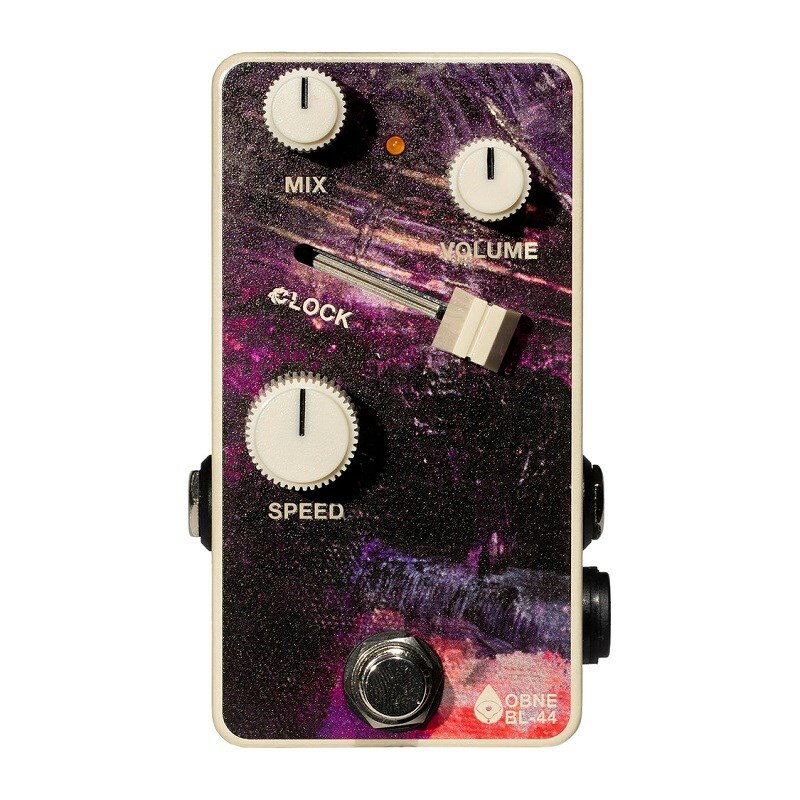楽器種別：新品OLD BLOOD NOISE ENDEAVORS/新品 商品一覧＞＞エフェクター【20，000円〜40，000円】 商品一覧＞＞ギター用エフェクター/空間系/ディレイ/OLD BLOOD NOISE ENDEAVORS 商品一覧＞＞安心してお買い物頂けるよう、コンパクトもマルチも丁寧梱包でお届けします！OLD BLOOD NOISE ENDEAVORS BL-44 Reverse商品説明「時間」という実存的な概念と積極的に闘い続けるOld Blood Noise EndeavorsからリリースされるBL-44 Reverseは、エフェクトペダルにおける「逆再生」を再定義するような意欲作。同社のMINIMに搭載されたリバース要素を拡張し、ペダル全体の処理速度を可変させるクロックコントロールを搭載することで、逆再生エフェクトの新境地を切り開きます。BL-44はプレイされるものを常に読み取り、逆向きにプレイバックするという意味で真のリバースエフェクトと言えますが、ClockスライダーとSpeedコントロールで多角的なチューニングが可能になっています。設定によって瑞々しく囀るハーモニーから、記憶が遠のくように滲むサウンドスケープまで、描ける風景は広大です。瞬間的、かつ手触りを感じられるような質感を重視し、忘れられない印象的な体験をお約束します。きっとペダルを手元に置いて、コントロールから指を離せなくなるはずです。特徴・エフェクト全体の挙動をまるごと変化させる、クロックコントロール。ハイファイサウンドからフェーダー操作でシグナルが劣化、ノイズ、スローで低解像度、印象的な滲みや掠れを演出。・リバースエフェクトの読み出し速度を決定するSpeedノブ。逆再生がオクターブダウン、5thダウン、4thダウン、ユニゾン、4thアップ、5thアップ、オクターブアップサウンドへ変化し美しく囀る。設定によってはプレイバックに予期せぬリピートや欠けが発生。・ドライ/ウェットの比率を設定するMixコントロール。・全体の音量を設定、補正にも使えるVolumeコントロール。・ソフトタッチ/トゥルーバイパスフットスイッチ。・110mA、9VDCセンターマイナス。イケベカテゴリ_エフェクター_ギター用エフェクター_空間系_ディレイ_OLD BLOOD NOISE ENDEAVORS_新品 SW_OLD BLOOD NOISE ENDEAVORS_新品 JAN:4560482829781 登録日:2023/01/12 エフェクター コンパクトエフェクター ストンプボックス