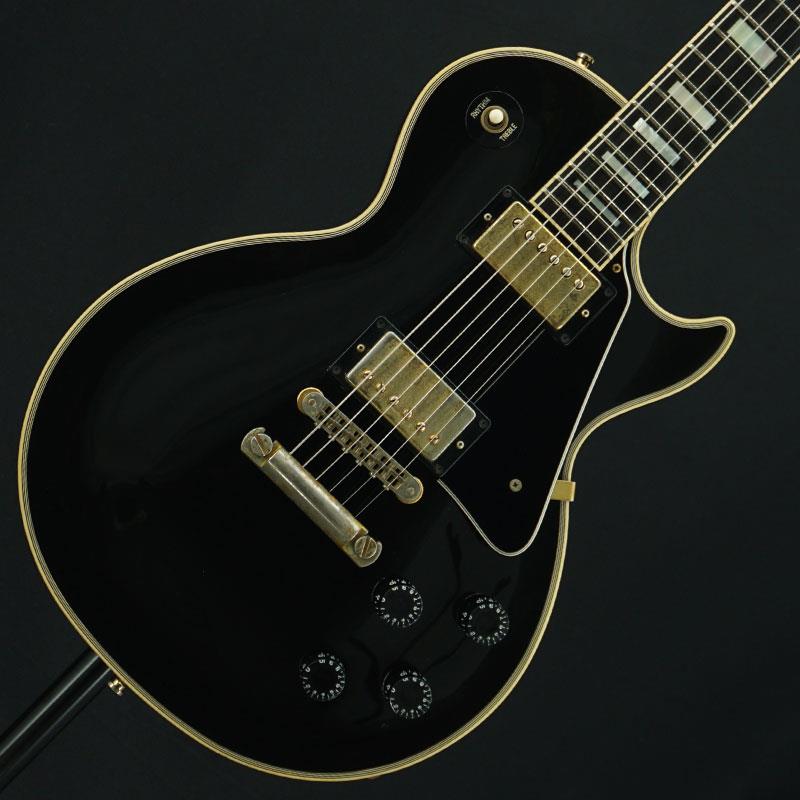 楽器種別：ユーズドGibson/Les Paul Models 商品一覧＞＞Gibson/ユーズド 商品一覧＞＞エレキギター【410，000円〜770，000円】 商品一覧＞＞レスポールタイプ/Gibson 商品一覧＞＞当店のギターは、出荷前に専門スタッフが検品・調整しているので安心です！Gibson USED 中古 1995 Les Paul Custom(Ebony)［SN.92495616］ ギブソン商品説明人気の高いブラックビューティーのレスポールカスタム！1995年製のプレイヤーズコンディション中古品が入荷！多くのギタリストから長く愛されているギブソンレスポールカスタム！US製のプレイヤーズコンディションUSED品が入荷しました！精悍なグロスブラックカラーにグローバーペグを筆頭にゴールドのハードウェアを搭載！積層のセルバインディング、ヘッドトップのスプリットダイヤモンドインレイ、エボニーのフィンガーボードにはゴージャスなブロックインレイがあしらわれ、オリジナルのハムバッキングピックアップはアタック感のある太いサウンドキャラクターをお楽しみ頂けます。所有欲をくすぐる王道の逸品！お見逃しなく！当個体状態といたしましては、エンドピンがシャーラーのロックピンに交換されており(ストラップ側パーツ欠品)ボディ全体に経年相応の色焼け、塗膜の変質、除去できない汚れの跡、スレキズ、弾きキズ、うち傷、ハードウェアパーツのくすみやさびが御座いますかなりのプレイヤーズコンディションとなっております。フレットは7割程度の高さを残し、ネックコンディションやトラスロッド、電装系含め演奏面で問題はございませんので、まだまだ末永くお付き合いいただける1本としてお迎えいただけます。この機会に是非ご検討ください！1995年製ハードケース付属Weight≒4.39kg商品詳細Body:Maple Top Mahogany BackNeck:MahoganyFingerboard:EbonyConstruction:Set-neckFret:22Nut:MicartaNut width:43mmRadius:12Scale:628mmControl: 2Volume/ 2Tone/ 3waySWPickups:Gibson Made Original Humbacking PickupMachine head:Grover typeBridge:Tune-O-Matic & Stop Tail Pieceイケベカテゴリ_エレキギター_レスポールタイプ_Gibson_Les Paul Models_ユーズド SW_Gibson_ユーズド JAN:2500010786331 登録日:2025/10/19 エレキギター ギブソン レスポール