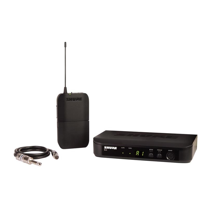 楽器種別：新品SHURE/新品 商品一覧＞＞エフェクター【35，000円〜70，000円】 商品一覧＞＞ワイヤレスシステム/SHURE 商品一覧＞＞安心してお買い物頂けるよう、コンパクトもマルチも丁寧梱包でお届けします！SHURE BLX14J-JB商品説明アナログ・ワイヤレスにこだわるユーザーへ、シュアの最新アナログ・ワイヤレス！Shure BLX ワイヤレス・システムは、プロ品質のサウンドと簡単なセットアップ、分かり易いインターフェースを兼ね備え、手軽にシュアの伝説的なサウンドを提供します。精密に設計され、より便利で手頃にステージ演奏をすることができます。レーテンシーや音切れの無い、アナログならではの温かみのあるサウンドをお求めの方にお勧めの高品質ワイヤレスです！■免許や使用申請の要らないB帯（日本向け電波仕様）を採用■手軽でありながら、Shureの伝説的なサウンドを提供■80年以上にわたりミュージシャンに信頼されるShureマイクロホン・ヘッド■ワンタッチ操作の「QuickScan」周波数選択機能がベストな周波数を素早く選択■素早く簡単に行える送信機と受信機の周波数設定■単三形アルカリ乾電池2本で最大14時間連続使用が可能（乾電池は付属）■最大到達距離90m（国によって異なる）■最大6波同時使用可能■常に信頼できるパフォーマンスを提供する堅牢な構造LX 4　ダイバーシティー受信機＞・送信周波数帯：B帯（806810MHz）28チャンネルのうち任意の1チャンネル・アンテナ：本体内蔵型・RF感度：12dB SINAD　-105dBm（標準）・周波数特性：50Hz15kHz（※システム全体の帯域幅はマイクヘッドによって異なります。）・音声出力：バランス：XLR 3ピン（オス）、出力インピーダンス：200Ω、レベル：-27dBV　　　　　　：アンバランス：フォーン、出力インピーダンス：50Ω、レベル：-13dBV・電源：DC1215V（160mA）、付属のACアダプター（AC100V、50 / 60Hz）・寸法・質量：幅188 x 高40 x 奥行103mm、241g・付属品：ACアダプターLX 1　ボディーパック型送信機＞・送信周波数帯：B帯（806810MHz）28チャンネルのうち任意の1チャンネル・電波形式：10mW・到達距離：最大約90m（※国によって異なる） ・周波数特性：50Hz15kHz（※システム全体の帯域幅はマイクヘッドによって異なります。）・アンテナ形式：1 / 4波長ホイップ・最大入力レベル：+10dBV（ゲインダイヤル最小時）、-16dBV（ゲインダイヤル最大時）・入力インピーダンス：1MΩ ・ゲイン調整範囲：26dB・入力コネクター：Switchcraft TA4M・電源：単3形アルカリ乾電池x2、または単3形ニッケル水素電池x2・電池寿命：約14時間（※アルカリ乾電池使用時。使用環境によって異なります。）・寸法・質量：幅64 x 高110 x 奥行21mm（除アンテナ、クリップ、突起）、75g（除乾電池）・付属品：単3形アルカリ乾電池x2、ベルトクリップイケベカテゴリ_エフェクター_ワイヤレスシステム_SHURE_新品 SW_SHURE_新品 JAN:0042406255844 登録日:2013/06/23 ワイヤレス ワイヤレスシステム ギターワイヤレス シュア シュアー