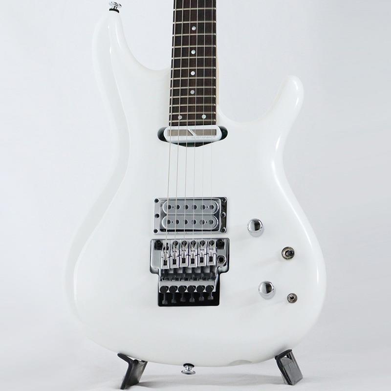 楽器種別：新品Ibanez/新品 商品一覧＞＞エレキギター【235，000円〜440，000円】 商品一覧＞＞STタイプ/Ibanez 商品一覧＞＞当店のギターは、出荷前に専門スタッフが検品・調整しているので安心です！Ibanez JS2480-WH (White) [Joe Satriani Model / SPOT MODEL]商品説明Joe Satriani Signature JS2480 New Color !!Joe Satriani 日本製 シグネチャー・モデル JS2480 新カラー・モデル !!◆ロング・サスティーンと耐久性を確保するべく、硬質なブビンガ材をメイプル材でラミネートした3pc構造ネック。◆中音域特性と暖かみのあるトーンが特長のローズウッド材指板。◆ナチュラルでフラットなサウンドが特長のバスウッド材・ボディ。◆SUSTAINIAC Driver (neck position)Joe氏のためにカスタマイズされた「Stealth PRO」プリアンプを搭載。3way・サスティニアック・モード・セレクター・ミニスイッチにより、表現の幅を飛躍的に広げます。 ※006P 電池(9V) 使用。◆DiMarzio Satchur8 (bridge position)Joe氏のプレイスタイルに合わせた、音抜けがよくブライトなトーンが特長のアルニコ8・マグネットを使用した高出力なピックアップ。◆ハイパス・フィルター・スイッチ (on ボリューム・ポット Push/Pull)◆サスティニアック On/Off スイッチ (on トーン・ポット Push/Pull)◆Joe氏も長年愛用してる、滑らかな操作性と煌びやかなサウンドが特徴のIbanez Edge トレモロ・ブリッジ◆高精度でスムースなGotoh製ペグ◆超軽量 Ultralite Tremolo Arm 付属※画像はサンプルです。製品の特性上、杢目、色合いは個体ごとに異なります。商品詳細SpecsNeck type JS 3pc Maple/Bubinga neckBody Basswood bodyFretboard Rosewood fretboard w/Mother of Pearl dot inlayFret Medium frets w/Prestige fret edge treatmentBridge Edge tremolo bridgeNeck pickup SUSTAINIAC Driver neck pickupBridge pickup DiMarzio Satchur8 (H) bridge pickupControls， Pickup selector 1 Volume (Push/Pull for Hi-Pass)， 1 Tone (Push/Pull for SUSTAINIAC On/Off)， 3-way toggle switchOther Switches 3-way mini switch for SUSTAINIAC mode select， High-pass filter on volume control (push/pull)， SUSTAINIAC switch on tone control (push/pull)Machine head Gotoh machine headsHardware color ChromeStrings gauge .009/.011/.016/.024/.032/.042 (D'Addario EXL120)Neck DimensionsScale 648mm/25.5Width at Nut 42.8mmWidth at 21 Fret 56.4mmThickness at 1st 20mmThickness at 12th 22.3mmRadius 250mmRハードケース付属(M20JS)イケベカテゴリ_エレキギター_STタイプ_Ibanez_新品 SW_Ibanez_新品 JAN:4549763368041 登録日:2025/10/19 エレキギター アイバニーズ イバニーズ