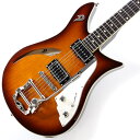 楽器種別：新品エレキギター/Duesenberg 商品一覧＞＞エレキギター【210，000円〜400，000円】 商品一覧＞＞当店のギターは、出荷前に専門スタッフが検品・調整しているので安心です！Duesenberg DDC-VB Double Cat (Vintage Burst)商品説明独特のフォルムを持つダブルキャット！独特のフォルムのボディ形状にひとつホールを設け、クールな雰囲気のダブルキャット！！ボディサイズはセミアコのような大振りではなく、ソリッドギター並みに設計。プレイヤビリティもそれと同じです。独特なルックスではありますが、サウンドはクセが無く、デューセンバーグならではの切れ味が良く、適度な太さを持ったクリアなトーンが特徴です。デューセンバーグのモデルに良く見られるシングルコイル＆ハムバッカーのピックアップレイアウトは、フロントでは丸くなりすぎず、太くもクリアでコシのあるサウンドを出力し、リアではパワーのある適度に暴れたロックサウンドをクリエイト。意外とジャンルを特定せずにサウンドメイクが出来るところがポイントです。このモデルは1ボリューム、1トーンのシンプルなコントロールが採用されており、直感的に手元でのトーンコントロールが行えるようになっております。個性的な魅力と実戦でのパフォーマンスを見据えるラインナップです！※画像はサンプルです。木目・色味は個体差により異なります。ギグケース付属商品詳細Body : Laminated Maple Top/Solid American Alder with Sound ChamberNeck : 1-piece MapleFingerboard : Indian RosewoodPickup【Neck】Duesenberg Domino P-90【Bridge】Duesenberg Grand Vintage HumbuckerControl : 1 Volume，1 Tone， 3-way Pickup SelectorBridge : Duesenberg Steel Saddle BridgeTremolo : Duesenberg Deluxe Tremolaイケベカテゴリ_ギター_エレキギター_Duesenberg_新品 JAN:0737713517371 登録日:2023/12/15 エレキギター デューセンバーグ デューセン