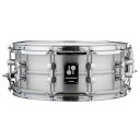 楽器種別：新品スネア/SONOR 商品一覧＞＞スネア【65，000円〜130，000円】 商品一覧＞＞安心してお買い物頂けるよう、スネアもシンバルも丁寧梱包でお届けします！SONOR KS-14575SDA [KOMPRESSOR Series Aluminum 14×5.75]商品説明【SONOR KOMPRESSOR Series】新しいコンプレッサーシリーズのスネアドラムは、空気をピュアな音エネルギーに変え、一打目から息を呑むようなサウンドを奏でます。繊細なレスポンス、パワフルで特徴的なSONORサウンドはもちろん、幅広い素材とサイズバリエーションにより、様々な音楽スタイルに対応するポテンシャルを実現。まさに「真の主力製品」と呼ぶにふさわしい仕上がりとなりました。シェル径をわずかに小さく成形する OSM（Optimum Shell Measurements）機構 を採用したことによって、ヘッドからシェルへの振動伝達をよりナチュラルに。さらに過酷な状況下でもチューニングを安定させるため、すべてのスネアドラムでTuneSafeラグを装備しております。■共通仕様・SONOR チューンセーフ内蔵ダブルラグ（KS1408SDAのみシングルラグ）・OSM機構（Optimum Shell Measurement）・SONOR スタンダード・スローオフ・スティール20本線 スネアワイヤー・USA製REMOヘッド＜スペック＞・サイズ：14 x 5.75・シェル材：2mmアルミシェル・フィニッシュ：研磨アルミニウムフィニッシュ・フープ：2.3mm厚 10テンション スティールパワーフープ※画像はイメージです。※スネアケースは付属いたしません。※店頭にて試打を解禁しております為、細かな傷や打痕などが発生する場合がございます。イケベカテゴリ_ドラム_スネア_SONOR_新品 JAN:4044661734733 登録日:2023/04/03 スネア スネアドラム ソナー ゾナー ゾノア