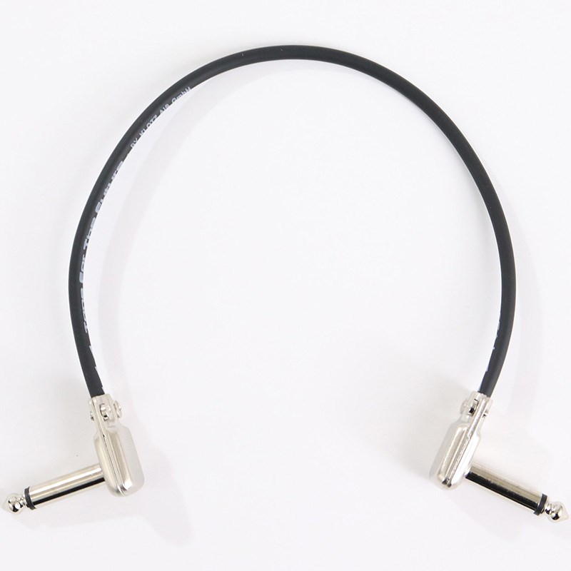 楽器種別：新品シールドコード/CAJ 商品一覧＞＞シールドコード/CAJ/KLOTZ Patch Cable 商品一覧＞＞シールドコード【〜5，000円】 商品一覧＞＞品揃え豊富な当店なら弦、パーツ、ケーブルなどのアクセサリーがまとめて揃います！CAJ KLOTZ-KMMK LL30商品説明CAJ x KLOTZパッチケーブルがプラグを変更して復活いたしました！細くしなやかなケーブルはそのままに、新たにKMMK社製のプラグを採用し取り回しがより良くなっています。【About CAJ KLOTZ-KMMK】音質と信頼性に秀でた、ハンダにより接続されるKLOTZケーブルとロープロフィールのKMMKプラグ。簡便性よりもリスクヘッジを優先し、ライブを無事に完遂させることを主眼とするプロのギターテクニシャン。そのギターテクニシャンをサポートするCAJの理念から製作されます。【About KLOTZ】KLOTZ社はオーディオ、デジタル、光ファイバー等の全ジャンルのケーブルに於いて、圧倒的なシェアを誇るヨーロッパ屈指のケーブルメーカーです。多くのパッチケーブルにはギターケーブルが流用されていますが、ハイ・インピーダンス伝送を行うギターケーブルに施されたマイクロフォニックノイズ (ケーブルが床などに接触して発生するノイズ)防止用の半導電性ポリエチレンの被膜は、時に音質劣化を引き起こす原因となります。CAJ KLOTZ-KMMKは、被膜を使用しないKLOTZ社製オーディオケーブルを使用することで、音質向上、スムーズなケーブルの引き回しによるトラブルリスクの軽減、省スペース化を実現しました。【About KMMK】KMMK社はソルダーレスタイプ並みのコンパクト性を誇る、ソルダータイプのフォーンプラグ、XLRコネクターを生産するフランスの会社です。ソルダーレスタイプはパッチケーブル製作の簡便性や、省スペース化のメリットから選択されるプラグですが、プロの現場では、プラグとケーブルを接触させるネジの緩みや接点が、直接空気に触れることで接触不良や音質劣化の起因となる酸化を発生させるリスク回避の観点からもソルダータイプが選ばれています。※画像はサンプルになります。実際の長さと異なる場合がございます。※在庫欠品の場合はお取り寄せとなる場合がございます。ご了承ください。イケベカテゴリ_弦・アクセサリー・パーツ類_シールドコード_CAJ_KLOTZ Patch Cable_新品 JAN:4571220047084 登録日:2024/03/06 シールドコード ギターシールド シールド シールドケーブル ギターケーブル