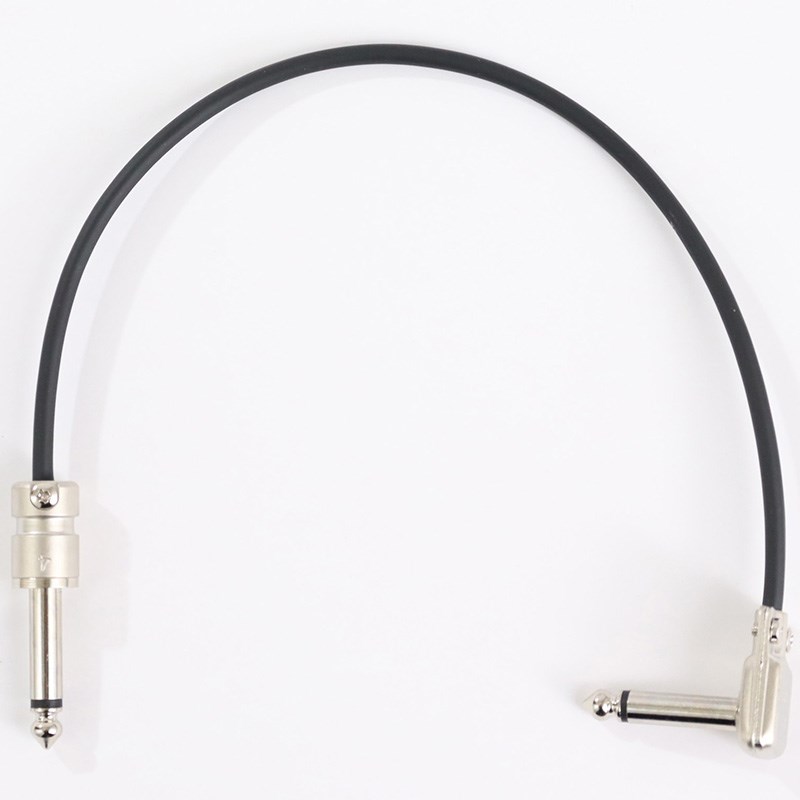 楽器種別：新品CAJ/KLOTZ Patch Cable 商品一覧＞＞CAJ/新品 商品一覧＞＞楽器アクセサリ【〜5，000円】 商品一覧＞＞シールドコード/パッチケーブル/CAJ 商品一覧＞＞品揃え豊富な当店なら弦、パーツ、ケーブルなどのアクセサリーがまとめて揃います！CAJ KLOTZ-KMMK IL15商品説明CAJ x KLOTZパッチケーブルがプラグを変更して復活いたしました！細くしなやかなケーブルはそのままに、新たにKMMK社製のプラグを採用し取り回しがより良くなっています。【About CAJ KLOTZ-KMMK】音質と信頼性に秀でた、ハンダにより接続されるKLOTZケーブルとロープロフィールのKMMKプラグ。簡便性よりもリスクヘッジを優先し、ライブを無事に完遂させることを主眼とするプロのギターテクニシャン。そのギターテクニシャンをサポートするCAJの理念から製作されます。【About KLOTZ】KLOTZ社はオーディオ、デジタル、光ファイバー等の全ジャンルのケーブルに於いて、圧倒的なシェアを誇るヨーロッパ屈指のケーブルメーカーです。多くのパッチケーブルにはギターケーブルが流用されていますが、ハイ・インピーダンス伝送を行うギターケーブルに施されたマイクロフォニックノイズ (ケーブルが床などに接触して発生するノイズ)防止用の半導電性ポリエチレンの被膜は、時に音質劣化を引き起こす原因となります。CAJ KLOTZ-KMMKは、被膜を使用しないKLOTZ社製オーディオケーブルを使用することで、音質向上、スムーズなケーブルの引き回しによるトラブルリスクの軽減、省スペース化を実現しました。【About KMMK】KMMK社はソルダーレスタイプ並みのコンパクト性を誇る、ソルダータイプのフォーンプラグ、XLRコネクターを生産するフランスの会社です。ソルダーレスタイプはパッチケーブル製作の簡便性や、省スペース化のメリットから選択されるプラグですが、プロの現場では、プラグとケーブルを接触させるネジの緩みや接点が、直接空気に触れることで接触不良や音質劣化の起因となる酸化を発生させるリスク回避の観点からもソルダータイプが選ばれています。※画像はサンプルになります。実際の長さと異なる場合がございます。※在庫欠品の場合はお取り寄せとなる場合がございます。ご了承ください。イケベカテゴリ_楽器アクセサリ_シールドコード_パッチケーブル_CAJ_KLOTZ Patch Cable_新品 SW_CAJ_新品 JAN:4571220047329 登録日:2024/03/06 シールドコード ギターシールド シールド シールドケーブル ギターケーブル