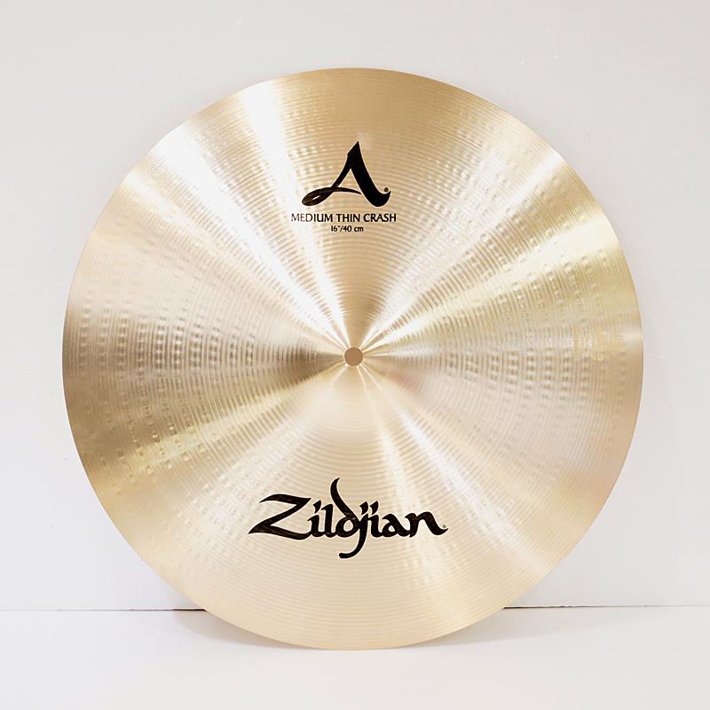 楽器種別：アウトレットZildjian/A Zildjian 商品一覧＞＞Zildjian/アウトレット 商品一覧＞＞ドラム【25，000円〜50，000円】 商品一覧＞＞シンバル/クラッシュ/Zildjian 商品一覧＞＞安心してお買い物頂けるよう、スネアもシンバルも丁寧梱包でお届けします！Zildjian A Medium Thin Crash 16'' [1080g]【店頭展示特価品】商品説明※店頭にて展示、試打を解禁しております為、打痕や指紋汚れ等の使用感がございます。＜A Zildjian＞ベートーベンからビートルズまで、音楽の歴史と共に歩んできた全てのシンバルの基本、世界で最も愛されるオリジナルジルジャンシンバル。ハイハット・ライド・クラッシュなどのシンバルの呼び名も、このAジルジャンシンバルにネーミングされ現在に至る。まさにコンテンポラリー・ドラミングの歴史そのものがここにある。＜Medium Thin Crash＞シンクラッシュよりウエイトが増した分、より明るく強い高域の響きを持つ。サイズ：16インチウェイト（実測値）：約1080gイケベカテゴリ_ドラム_シンバル_クラッシュ_Zildjian_A Zildjian_アウトレット SW_Zildjian_アウトレット JAN:0642388103500 登録日:2026/05/16 シンバル ジルジャン Aジルジャン