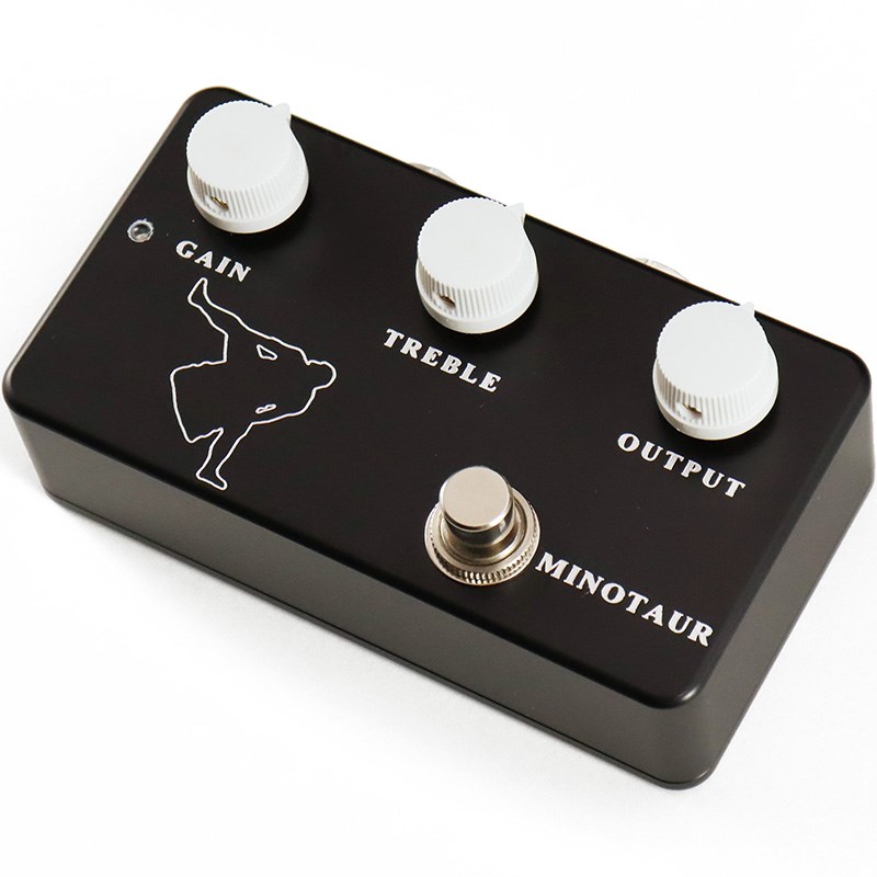 楽器種別：新品SUMO STOMP/新品 商品一覧＞＞エフェクター【20，000円〜45，000円】 商品一覧＞＞ベース用エフェクター/ベース用ディストーション・オーバードライブ/SUMO STOMP 商品一覧＞＞安心してお買い物頂けるよう、コンパクトもマルチも丁寧梱包でお届けします！SUMO STOMP MINOTAUR商品説明SUMO STOMP MINOTAURサウンドの質の高さで人気を博す、国内オール・ハンドメイド・エフェクト・ブランド「Inner Bamboo Bass Instruments」が展開する、コンパクトなサイズと利便性、お求めやすい価格を実現したブランド「SUMO STOMP」。名機KLONのCENTAURのサウンドを再現した「Long tail #873」モデルを、ベースの特性に合わせアレンジされたのが、この「MINOTAUR」。歪みながらもまとまりがあり、低音も損なわれないという、ベースに最適な音が得られます。良いドライヴ・ペダルをお探しの方は是非お試しを！※現在はケースカラーがシルバーからブラックに変更になっております。イケベカテゴリ_エフェクター_ベース用エフェクター_ベース用ディストーション・オーバードライブ_SUMO STOMP_新品 SW_SUMO STOMP_新品 JAN:2500080004106 登録日:2022/05/12 エフェクター コンパクトエフェクター ストンプボックス