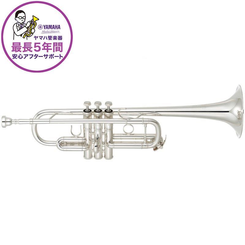 楽器種別：アウトレットYAMAHA/アウトレット 商品一覧＞＞管楽器・吹奏楽器【315，000円〜595，000円】 商品一覧＞＞トランペット/Cトランペット/YAMAHA 商品一覧＞＞サックス買うなら、当店で！専門のスタッフが丁寧に検品・調整しているので安心です！YAMAHA ヤマハ / YTR-9445CHS 【C トランペット】 【店頭展示品☆チョイキズ超特価】 【大決算セール】商品説明YAMAHA YTR-9445CHS C トランペット〜2019年新たなステージへ〜トランペットの長い歴史の中で、銘器と謳われたビンテージトランペットたちがあります。それらを徹底研究・検証し、単に同じ能力を再現するだけではなく、新たに素材やパーツ構造の1つ1つを再考案・再構築し、高いレベルでバランスさせたのがこのXeno Artist Modelシリーズです。誕生以来トップアーティストとの緊密な連携により、さらなる高みを目指し進化を続けています。The Chicago Seriesシカゴ交響楽団（CSO）のジョン・ハグストロム氏の協力により完成したシカゴシリーズ。正統的スタイルと革新的な仕様の融合により、フリーな吹奏感で輝かしさと深みのある音色が特徴です。C管とB♭管間の同質性が高く持ち替えも容易で、全音域にわたるバランスの良さが高い演奏性を実現します。◯バルブケーシング（画像：2）ビンテージトランペット研究により得られた新しい知見に基づき、バルブケーシング特定箇所の寸法や肉厚を見直しました。バルブケーシング変化とライトウエイトピストンの相乗効果により反応の大幅な改善が実現し、細かい音粒のより明確な表現が可能となりました。◯ベル設計（画像：3）ベルのテーパー設計とU字部のスクエア曲げにより理想的な抵抗感をもたらします。これにより、力強く芯のある、より「立体的」なサウンドが得られ、高音域の演奏性が向上します。YTR-9445CHSのベルは従来のYS4タイプからベル末端部形状が異なるYS4sに変更されました。MC1リードパイプとの組み合わせで、より正確な音程を実現しました。◯主管抜差管YTR-9335CHSとYTR-9445CHSの主管抜差管形状は、全体の吹奏感と音色のバランスを見直し、スクエア形状を採用しました。◯ウォーターキイ／ウォーターキイコルクYTR-9445CHSのウォーターキイの形状を見直すとともに、経時変化しにくいラバーコルク＊を採用、音がまとまり、遠達性と反応が向上しました。＊ラバーコルク：合成ゴム中にコルク粒子を均一に混ぜ合わせたもの。通常のコルクより圧縮復元性が優れています。◯リードパイプ及び主管抜差の構造（画像：4）シカゴシリーズのC管では、ボブ・マローン氏独自設計のリードパイプ及び主管抜差管はリバースタイプになっており、その構造は楽器の音色づくりを担うと共に、全ての音域での正確な音程を容易にします。◯フレンチビード（画像：3）真円の縁輪を入れてカーリングする一般的な工法に対し、かまぼこ型の縁輪を入れ、その形状に合わせてカーリングする非常に高度な工法。奏者への音のフィードバックの良さが特長です。◯リードパイプ（画像：5）これまでより厚肉のリードパイプ、オリジナルのマローンパイプ（MC1）と、軽量のマウスピースレシーバーを使用することで、音色と反応が向上すると共に演奏に最適な抵抗感が得られるようになりました。また、指掛けをリードパイプにはんだ付けしないことで、リードパイプの特性が発揮され音色、反応が向上しています。【マローンパイプ(TM)】ボブ・マローン氏（Bob　Malone）が1983年にロサンゼルスに工房を開いて以来、多くのトランペット奏者が彼の元で楽器のカスタマイズを施してきました。特に独自設計のリードパイプは評価が高く、マローンパイプという名称で語り継がれています。2001年、ヤマハはマローン氏を開発陣に迎え、マローンパイプをカスタムモデルの一部に採用しています。重厚かつ輝かしい響きと、遠達性に優れたこのリードパイプは、奏者の持つ音楽観を最大限まで引き出してくれることでしょう。◯延座デザインとポジション、支柱ポジション（画像：6）新しいベル延座形状により、素早いレスポンスと華やかかつ芯の通った音色を追求しました。YTR-9335CHSとYTR-9445CHSのマウスピースレシーバーと主管抜差管支柱の間の距離が類似していることから同質性が高く、B♭管とC管の持ち替えを容易にしています。◯第1抜差（画像：7）第1抜差しの特別な支柱は、音の芯を際立たせてより明確ではっきりとした表現をもたらします。◯第3抜差第3抜差しには通常より長く抜ける位置にストッパーが配置されているので、Low Fを正確な音程で出すことができます。また、抜差の先端にあるボタンや切り欠かれたストッパーは演奏時の抵抗感を微調整しており、快適な吹奏感を生み出しています。◯スライドストッパースライドストッパーは抜差管の落脱を防ぐことができ、シリコンゴム製なので楽器の変色なくお使いいただけます。強度と弾力性を兼ね備えており、演奏中も取り付けたままにすることができます。 （長さ：12 cm）◯付属ケース（画像：8）RC-801Eは、手持ちでも肩掛けでも、そして背負うこともできるダブルケースです。〜〜開発協力アーティスト〜〜ジョン・ハグストロム（シカゴ交響楽団）ジョン・ハグストロムは、1996年に4番トランペットのオーディションに合格して以来、シカゴ交響楽団（以下CSO）のトランペットセクションメンバーとして活動しています。入団の1年後、彼は2番トランペットのポジションに就き、CSOの有名な金管セクションアンサンブルの伝統を受け継ぎ担っています。CSO入団前は、カンザス州のウィチタ交響楽団の首席トランペットを務め、ウィチタ州立大学で助教授を務めました。シカゴ出身の彼はCSOを聞いて成長しました。イーストマン音楽院で5年間学んだ後、ワシントンD.C.の The President's Ownアメリカ海兵隊バンドで6年間過ごし、そのうち3年間首席奏者を務めました。バンドと彼のソロ公演には4回の全国コンサートツアーと大統領ブッシュ大統領の娘、ドロシーのキャンプデービッド結婚式も含まれています。最近のレコーディングには、Bellini Oboe ConcertoとSachse Concertino、およびChicago Brass Choirとの共演があります。Teldec labelからリリースされたダニエル・バレンボイムの「トリビュート・トゥ・エリントン」のレコーディングにてリードトランペットとしても彼の演奏を耳にすることができます。仕様・C管トランペット・イエローブラスベル/一枚取り・ベル直径 123mm・Lボア・銀メッキ仕上げ・ベル形状　フレンチビード、ボトムシーム付属品・付属マウスピース / 17B4 スタンダードモデル・ケース / TRC-801E・メーカー保証書・オイル/グリス/クロス※こちらの楽器は、 店頭展示品のためキズや当てキズ(凹み)、ベルU字部に小さな凹みなどございますが、演奏上問題なくご利用頂けます。また、ケースやマウスピースなど新品商品と変わらぬ付属品が付属されております。商品画像はイメージとなります。状態につきましては、お気軽にお問合せください。イケベカテゴリ_管楽器・吹奏楽器_トランペット_Cトランペット_YAMAHA_アウトレット SW_YAMAHA_アウトレット JAN:4957812642064 登録日:2026/07/09 トランペット ヤマハ やまは