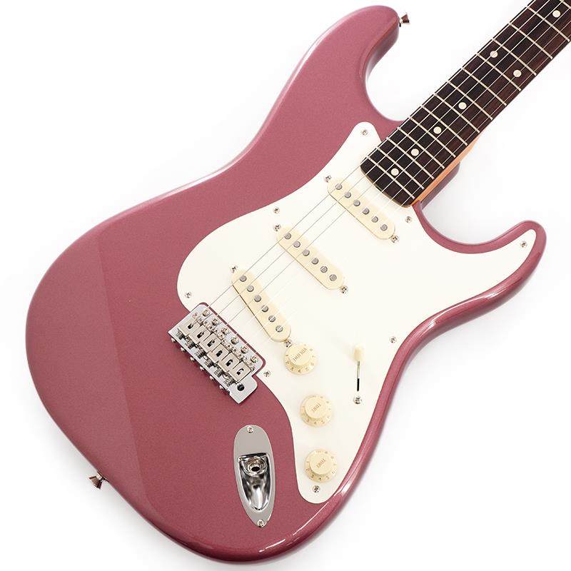 楽器種別：アウトレットFender Made in Japan/Artist 商品一覧＞＞Fender Made in Japan/アウトレット 商品一覧＞＞エレキギター【105，000円〜205，000円】 商品一覧＞＞STタイプ/Fender Made in Japan 商品一覧＞＞当店のギターは、出荷前に専門スタッフが検品・調整しているので安心です！Fender Made in Japan Char Stratocaster Burgundy (Char Burgundy) 【特価】商品説明本数限定特価品！！Char Signature Model日本のロック史に多大な影響を与え、現在もシーンの最前線に立ち続けるギタリストChar。Limited Char Stratocaster BurgundyはCharのキャリアを代表するアイコン、1959年製のStratocasterを、本人実機を基に日本製で再現したシグネイチャーモデルです。最も目を引くマッチングヘッドのカラーリングは経年変化のより落ち着いたバーガンディーミストメタリックを再現したオリジナルカラーChar Burgundyを採用しています。サウンドの要であるピックアップは、Charの暖かく太いトーンを再現するため開発されたChar Original Single Coil Stratocasterを搭載。演奏性を決めるネックはローフレット部分が薄く、ハイフレット部分はしっかりと厚みがある特徴的なグリップを再現。またサウンドと演奏性に大きく関わる要素として本人実機の緩いテンション感を再現するためネックポケットを通常より深く設計しています。これによりChar本人のように高い弦高でも軽いタッチで演奏が可能になり、より豊かな倍音を生み出す事ができます。そしてCharのダイナミックなアーミングを考慮し、トレモロブロックのキャビティーを通常より広く設計することにより可変幅を増やしています。※画像はサンプルです。製品の特性上、杢目、色合は個体ごとに異なります。商品詳細Body Material: AlderBody Finish: Gloss PolyesterNeck: Maple， C ShapeNeck Finish: Satin Urethane Finish on Back， Gloss Urethane Finish on FrontFingerboard: Rosewood， 7.25 (184.1 mm)Frets: 21， VintagePosition Inlays: White Dot (Rosewood)Nut (Material/Width): Bone， 1.650 (42 mm)Tuning Machines: Pure Vintage Single Line Fender DeluxeScale Length: 25.5 (64.77 cm)Bridge: 6-Saddle Vintage-Style Synchronized TremoloPickguard: 1-Ply ParchmentPickups:Char Original Single Coil Stratocaster (Bridge)Char Original Single Coil Stratocaster (Middle)Char Original Single Coil Stratocaster (Neck)Pickup Switching: 5-Position Blade:Position 1. Bridge PickupPosition 2. Bridge and Middle PickupPosition 3. Middle PickupPosition 4. Middle and Neck PickupPosition 5. Neck PickupControls: Master Volume， Tone 1. (Neck Pickup)， Tone 2. (Middle Pickup)Control Knobs: Aged WhiteHardware Finish: Nickel/ChromeStrings: Nickel Plated Steel (.009-.042 Gauges)Case/Gig Bag: Included: Deluxe Gig Bagイケベカテゴリ_エレキギター_STタイプ_Fender Made in Japan_Artist_アウトレット SW_Fender Made in Japan_アウトレット JAN:0885978221684 登録日:2026/05/31 エレキギター フェンダー ふぇんだー フェンダージャパン フェンジャパ フェンダーJ