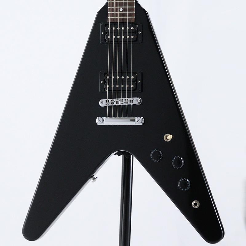 楽器種別：アウトレットGibson/Designer Models 商品一覧＞＞Gibson/アウトレット 商品一覧＞＞エレキギター【175，000円〜335，000円】 商品一覧＞＞Vタイプ/Gibson 商品一覧＞＞当店のギターは、出荷前に専門スタッフが検品・調整しているので安心です！Gibson 80s Flying V (Ebony) [SN.219740133] 【B級特価】商品説明B級アウトレットスペシャルプライス！The Legendary 80s Flying V ReturnsGibson Flying Vは、現代のギタリストにとって非常に象徴的なデザインです。1958年に初めて登場し、その後数十年の間に、特にハードロックやメタルのギタリストの間で人気が高まりました。特に1980年代はこのモデルが本格的にヒットした時期です。Gibson 80s Flying Vは、高い人気を誇る1984年のモデルをベースにしています。速弾きに適したスリムテーパー・マホガニーネックにローズウッド指板を採用しています。象徴的な形状のマホガニー・ボディは、当時のモデル特有のファットなトーンと豊かなサスティーンを忠実に再現した新しい80s Tributeピックアップを搭載しています。※本商品はB級特価品となります為、細かな擦り傷や、パーツのくすみが散見します。※掲載画像以外の外観瑕疵部分がある場合がございます。※保証に関しましてはプレイアビリティに関する点のみとなり、通常とは異なるアウトレット保証となります。商品詳細Weight≒3.11kgBodyBody Material: MahoganyNeckProfile: SlimTaperScale Length: 628.65 mm / 24.75 inFingerboard Material: RosewoodFingerboard Radius: 304.8 mm / 12 inFret Count: 22Frets: Medium JumboNut Material: Graph TechNut Width: 43.053 mm / 1.695 inEnd Of Board Width: 57.404 mm / 2.26 inInlays: Acrylic DotHardwareBridge: Aluminum Nashville Tune-O-MaticTailpiece: Aluminum Stop BarTuning Machines: Grover Rotomatic with Contemporary ButtonsControl Knobs: Black Top HatSwitch Tip: CreamElectronicsNeck Pickup: 80s TributeBridge Pickup: 80s TributeControls: 2 Volume， Master Tone， Hand-wired with Orange Drop CapacitorsPickup Selector: 3-way Toggleハードケース付属イケベカテゴリ_エレキギター_Vタイプ_Gibson_Designer Models_アウトレット SW_Gibson_アウトレット JAN:2500010856133 登録日:2026/03/23 エレキギター ギブソン フライングブイ エクスプローラー