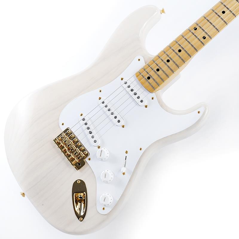 楽器種別：新品Fender Custom Shop/Custom Built Stratocaster 商品一覧＞＞Fender Custom Shop/新品 商品一覧＞＞エレキギター【475，000円〜890，000円】 商品一覧＞＞STタイプ/Fender Custom Shop 商品一覧＞＞当店のギターは、出荷前に専門スタッフが検品・調整しているので安心です！Fender Custom Shop 1955 Stratocaster NOS Gold Hardware (Aged White Blonde)　SN.R133989商品説明カスタムショップ製1955ストラトキャスターが入荷！！1954年から始まるストラトキャスター、現代に至るまで様々な仕様変更を繰り返し、エレキギターを象徴する一つのモデルとして多くのプレイヤーから愛され続けております。今回ご紹介はFenderカスタムショップ製の1955年仕様のストラトキャスターです。この時期のストラトキャスターの特徴の一つであるアッシュ・ボディ、そして程よく肉厚なメイプル・ネックなど、50sストラトを象徴する仕様がお楽しみ頂けます。ボディ材には厳選された2ピース・アッシュ材を使用し、ネック材には1ピースの肉厚のややV字のシェイプを持つメイプル・ネックを使用。アッシュならではの立ち上がりが良くメリハリの効いたサウンドに、厚みのあるメイプルネックの骨太のサウンドが50sストラトならではの醍醐味を感じられます。ナロートールのフレットに指板は9.5R採用とプレイアビリティに関しては現代的な操作性の良さを取り入れております。搭載のピックアップはカスタムショップ製50s Stratのセットが使用されており、ストラトキャスターらしいクリアで煌びやかなサウンドは勿論、ピッキングのニュアンスによって太さのあるサウンドから繊細なサウンドまで弾き手の感性をダイレクトにアウトプットします。ボディカラーはアッシュの木目が映えるブロンドカラーが採用されており、ハードウェアにはゴールドパーツが使用されておりますので、上品さを感じるルックスに仕上がっております。フィニッシュはウェザーチェックやダメージなどのエイジング処理が施されていないNOS(New Old Stock)となりますので、新品の状態から楽器を育てていく過程も含めてお楽しみ頂けることでしょう。ルックス、サウンド共にカスタムショップだからこそ可能とした一本、是非ご検討下さいませ！！Weight≒3.42kgハードケース付属商品詳細Body: Ash 2-PieceNeck: Maple， 54 Soft VFingerboard: Maple，9.5 RadiusNut: Bone， 1.650inch (41.91 mm)Frets: 21F， Narrow Tall / 6105Tuners: Vint w/Fender Logo GLDPickups: 50s Strat SetPickguard: 54-58 Strat 1ply WHT VINTSwitch: 5-WayControls: Master Volume， Tone 1. (Neck Pickups)， Tone 2. (Middle Pickup)Bridge: AM VINT Strat Bridge GLDFinish: Nitrocellulose Lacquerイケベカテゴリ_エレキギター_STタイプ_Fender Custom Shop_Custom Built Stratocaster_新品 SW_Fender Custom Shop_新品 JAN:0885978790319 登録日:2025/06/11 エレキギター フェンダー ふぇんだー フェンダーカスタムショップ ストラト ストラトキャスター