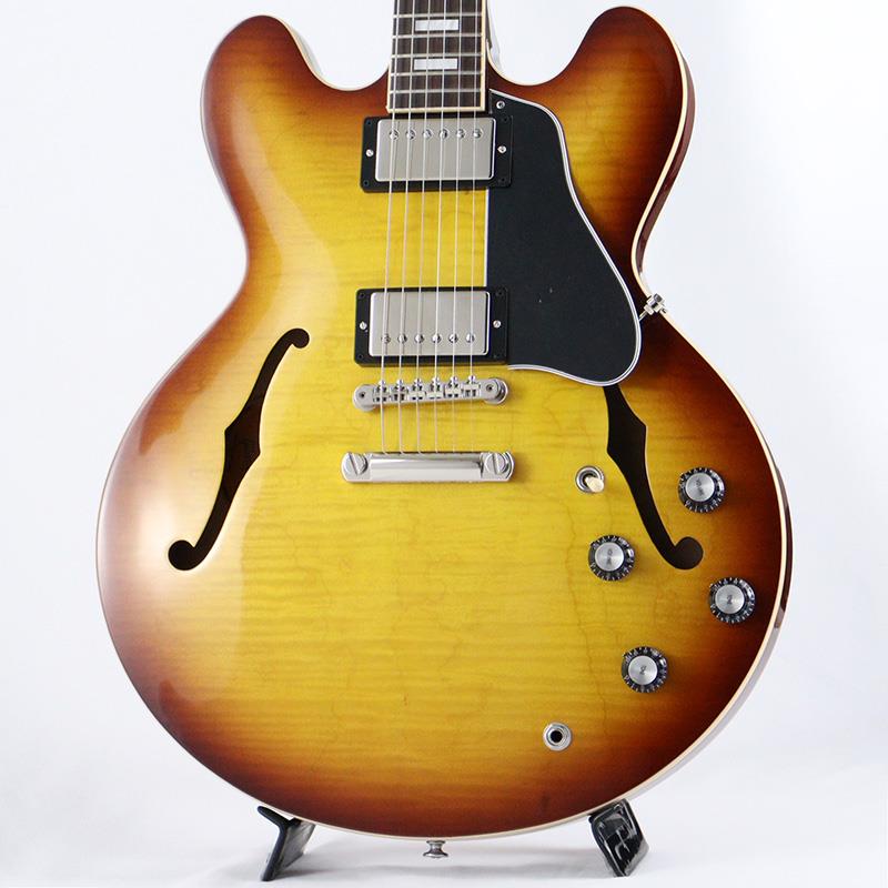 楽器種別：アウトレットGibson/ES Models | Full Acoustic Models 商品一覧＞＞Gibson/アウトレット 商品一覧＞＞エレキギター【280，000円〜530，000円】 商品一覧＞＞セミアコ/Gibson 商品一覧＞＞当店のギターは、出荷前に専門スタッフが検品・調整しているので安心です！Gibson ES-335 Figured (Iced Tea) [SN.229750235] 【B級特価】商品説明B級アウトレットスペシャルプライス！揺らめく杢が美しいES-335 Figuredモデル！セミアコの代名詞こと、ギブソンES-335の最新モデルが入荷致しました。トップ、バックにはAAAフィギュアード・メイプル、アイスティー・カラーを採用した335といえばコレと頷ける1本です。ネックにはマホガニー、指板はローズウッドを採用。ペグにはヴィンテージデラックス、ブリッジはABR-1、テイルピースはアルミ製を採用しております。サウンドの要であるピックアップには新しく開発された「Calibrated T-Type」ハムバッカーを搭載。箱モノ独特の奥行きのある艶やかなクリーントーンは勿論、歪ませた際にもしっかりと芯の残るサウンドはジャンルを選ばずオールマイティに活躍してくれます！箱モノの代名詞といっても過言ではないES-335！今も昔も多くのプレイヤーから愛される名器を是非お試し下さいませ！※本商品はB級特価品となります為、細かな擦り傷や、パーツのくすみが散見します。※掲載画像以外の外観瑕疵部分がある場合がございます。※保証に関しましてはプレイアビリティに関する点のみとなり、通常とは異なるアウトレット保証となります。商品詳細Weight≒3.62kgBodyBody Shape: 335Top: 3-ply AAA Figured Maple/Poplar/MapleBack: 3-ply AAA Figured Maple/Poplar/MapleBracing: Quarter-Sawn Adirondack SpruceCenterblock: MapleBinding: Single-ply CreamFinish: Gloss Nitrocellulose LacquerNeckMaterial: MahoganyProfile: Rounded CScale Length: 24.75 / 628.65mmFingerboard Material: RosewoodFingerboard Radius: 12Number Of Frets: 22Frets: Medium JumboNut Material: Graph TechNut Width: 1.7 / 43.053mmEnd of Board Width: 2.26 / 57.404mmInlays: Acrylic Small BlocksHardwareFinish: NickelBridge: ABR-1 Tune-O-MaticTailpiece: Aluminum Stop BarTuning Machines: Vintage Deluxe w/ Keystone ButtonsPickguard: Black 5-plyControl Knobs: Black Top Hats with Silver ReflectorSwitch Tip: CreamElectronicsNeck Pickup: Calibrated T-Type， RhythmBridge Pickup: Calibrated T-Type， LeadControls: 2 Volumes， 2 Tones & Toggle Switch (Hand-wired with Orange Drop Capacitors)ハードケース付属イケベカテゴリ_エレキギター_セミアコ_Gibson_ES Models | Full Acoustic Models_アウトレット SW_Gibson_アウトレット JAN:2500010150613 登録日:2026/03/23 エレキギター ギブソン イーエス