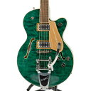 楽器種別：アウトレットエレキギター/GRETSCH 商品一覧＞＞エレキギター/GRETSCH/Electromatic 商品一覧＞＞エレキギター【50，000円〜100，000円】 商品一覧＞＞当店のギターは、出荷前に専門スタッフが検品・調整しているので安心です！GRETSCH G5655T-QM Electromatic Center Block Jr. Single-Cut Quilted Maple with Bigsby (Mariana) 【B級特価】商品説明B級アウトレット特価！！早い者勝ち！GRETSCH Electromatic Collection美しいキルテッドメイプルトップ、バック、サイドを採用したチェンバードスプルースのセンターブロックを備えた小ぶりなボディが特徴で、ダイナミックなレゾナンス、ハイゲインパワー、軽量な快適性を実現しています。12インチラジアスのローレル指板には22本のミディアムジャンボフレットとNeo-Classicサムネイルインレイが施され、優れたプレイアビリティを提供します。2基のBlack Top Broad Tronハムバッカーを搭載し、大胆でダイナミック、かつ明瞭なトーンとパンチのあるサウンドが得られます。各ピックアップのボリュームコントロール、マスタートーン、マスターボリュームとトレブルブリード回路の組み合わせにより、フレキシブルなサウンド設計が可能です。グレッチのサウンド、スタイル、プレイアビリティに細心の注意を払って作られたこれらのモデルは、数十年にわたりグレッチを際立たせてきた、大胆不敵で存在感のあるサウンドを提供します。※本商品はボディにネック、ボディ周辺に大〜小のダメージのあるB級特価品となります。保証に関しましてはプレイアビリティに関する点のみとなり、通常とは異なるアウトレット保証となります。※1点ものの商品となります為、売り切れの際は予めご了承ください。商品詳細Body Material: Arched Laminated Maple Top / Arched Laminated Maple BackBody Finish: GlossNeck: Maple， Thin UNeck Finish: GlossFingerboard: Laurel， 12 (305 mm)Frets: 22， Medium JumboPosition Inlays: Pearloid Neo-Classic ThumbnailNut (Material/Width): Graph Tech NuBone， 1.6875 (42.86 mm)Tuning Machines: Die-CastScale Length: 24.6 (625 mm)Bridge: Anchored Adjusto-MaticPickguard: Gold Plexi with Black Gretsch and Electromatic LogosPickups: Black Top Broad Tron (Bridge，Neck)Pickup Switching: 3-Position Toggle: Position 1. Bridge PickupPosition 2. Bridge And Neck PickupsPosition 3. Neck PickupControls: Volume 1. (Neck Pickup)， Volume 2. (Bridge Pickup)， Master Volume， Master ToneControl Knobs: G-ArrowHardware Finish: NickelStrings: .010-.046 Gaugesギグケース付属イケベカテゴリ_ギター_エレキギター_GRETSCH_Electromatic_アウトレット JAN:2500010156523 登録日:2024/04/11 エレキギター グレッチ エレクトロマチック エレクトロマティック エレマチ