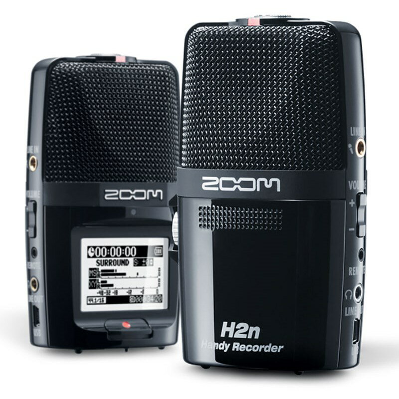 楽器種別：新品レコーダー（録音機器、アクセサリー）/ZOOM 商品一覧＞＞レコーダー（録音機器、アクセサリー）【10，000円〜25，000円】 商品一覧＞＞レコーディング機器買うなら、当店で！専門スタッフが迅速丁寧に対応します！ZOOM H2n商品説明ステレオ・レコーディングの代表的な手法として知られる、MS方式とXY方式のステレオマイクを搭載。豊かなステレオ感が得られるMSマイクは、野外やコンサートホールなど、広く開放的な空間での収録に。音源の位置を正確に捉えるXYマイクは、室内や音楽スタジオなど近距離での収録に。さらに、現場の臨場感をまる録りする、360°サラウンド収音にも対応。シーンや用途に応じてマイクを使い分ける、プロフェッショナルなレコーディングがハンディに楽しめます。◆ステレオ幅を自在にコントロールできるMSマイク前方の音を拾う単一指向性のMidマイクと、左右の音を拾う双指向性のSideマイクを組み合わせたMSマイクを搭載。 Sideマイクのレベルを増減させることで、ステレオ幅を自在にコントロール。RAWレコーディングモードを選択すれば、録音後にステレオ幅を調節することも可能です。 Sideマイクをオフにすれば、インタビューやナレーションの収録に適したモノラル録音が行えます。◆立体的なステレオ感が得られるXYマイク左右の収音ポイントを同一軸上に揃えた、本格仕様のXYマイクを搭載。 左右のマイクと音源からの距離が常に一定になるため、音源との距離差によって生じるタイムラグを解消。 位相ズレによる周波数特性の乱れが発生しません。 自然な奥行きと広がりを持った、立体的なステレオサウンドを実現します。◆360°サラウンド・レコーディングに対応MSマイクとXYマイクの両方を使用した、360°のサラウンド・レコーディングに対応。 その空間で鳴っている全方位の音を、まるごと集音できます。 MSとXYをミックスする2チャンネルモードと、MSとXYを個別のステレオファイルとして記録する4チャンネルモードを選択可能。 4チャンネルモードでは、録音後にMSとXYのミックスバランスを調節することも可能です。◆最長20時間のロングライフ・バッテリー単3アルカリ乾電池2本（別売）で、最長20時間もの連続録音が可能。 電源が確保できない場所でも、朝から晩まで、安心して録音を続けられます。 別売ACアダプタで、バッテリー残量を気にせずに長時間使用することも可能です。◆最高24bit/96kHzのリニアPCMレコーディングCDの音質を遥かに超える、24bit/96kHzのリニアPCM(WAV)フォーマットに対応。 自然音やアコースティック楽器の繊細な響きを忠実に記録できます。 WEB配信やメール送信に便利な、MP3フォーマットにも対応しています。◆使いやすさにこだわった各種コントローラーレコーダーの基本操作は、たったの3ステップ。ダイヤル式スイッチでマイクパターン(MS/XY/SURROUND)を選択、GAINボリュームでマイクの入力感度を調節、RECボタンを押して録音スタート。シンプルな操作で、簡単かつ確実に録音できます。本体側面に装備されたジョグレバーにより、録音ファイルの選択と再生、各種機能の設定も、片手で快適に行えます。◆パソコンに直接録音できる、USBマイク機能USBオーディオ・インターフェース機能を搭載し、コンピュータに直接音声を入力する USBマイクとして利用可能。 付属ソフト『WaveLab LE』を使用すれば、ポッドキャスト番組の制作も手軽に始められます。◆録音品質を高める多彩な機能入力ゲインを自動調節して一定の音量レベルに整えるオートゲイン機能、2秒前にさかのぼって録音をスタートできるプリレコード機能、音声を感知して自動的に録音をスタートするオートレコード機能、低域をカットして空調ノイズや風切り音を抑えるローカット・フィルタ機能、音量のばらつきを抑えるコンプレッサ、音割れを防止するリミッタなど、録音品質を高める多彩な機能を備えています。◆モニター・スピーカー搭載ヘッドフォンを使わずに、録音結果をすぐにチェックできるモニター・スピーカーを搭載。録音ファイルを選別する際のプレビュー再生にも便利です。◆音楽のレッスンに活用できる再生機能再生スピードを50％から150％の範囲で可変できるSPEED機能、再生ピッチを変更するキー・コントロール機能、指定範囲を繰り返し再生するA-Bリピート機能など、音楽や語学のレッスンにも便利な再生機能を装備。 1曲再生、1曲リピート再生、全曲再生、全曲リピート再生にも対応し、音楽プレイヤーとしても活用できます。 楽器練習をサポートするチューナー、メトロノーム機能も搭載しています。◆PC要らずのオーディオ編集機能録音ファイルを分割するディバイド、音声を最大レベルまで増幅するノーマライズ、WAVファイルをMP3ファイルに変換するMP3エンコード機能を搭載。 パソコンがなくても、H2n本体だけでオーディオ編集が行えます。 さらに、破損した録音データを復元するファイル・リカバリ機能を搭載。 録音中に電源トラブルに見舞われても、次回起動時に破損したデータを自動的に復元します。◆最大32GBのSDHCカードに対応記録メディアには、コンパクトで汎用性の高いSD/SDHCカードを採用。 大容量の32GBカードを使用すれば、16bit/ 44.1kHzのWAV形式で約50時間、128kbpsのMP3形式では約555時間のステレオ録音が行えます。◆USB2.0 Hi-Speed対応の高速ファイル転送USB2.0 Hi-Speed規格に対応し、パソコンへのファイル転送が高速かつスムーズに行えます。 DAWソフトによる編集や、オリジナルCDの作成、Eメール配信など、アイディア次第で活用の幅が大きく広がります。◆外部オーディオ入力端子外付けマイクやライン機器を接続できる、ステレオ仕様の外部入力端子を装備。 H2n内蔵のMSマイクと外部入力を組み合わせたステレオ2系統、合計4チャンネルの録音が行えます。 内蔵マイクとは別系統に、外部マイクの音声やミキサーからのライン出力を録音しておけば、ポストプロダクション用の素材として利用可能。 インタビューやコンサートなどを、放送レベルの品質で収録できます。◆波形編集&マスタリングソフト『WaveLab LE』付属本格的なオーディオ編集とプロ品質のマスタリングが行える、Steinberg社の『WaveLab LE』をバンドル。 緻密な波形編集と高品位なイコライジング/ダイナミクス処理により、録音データを作品レベルに仕上げることが可能です。 さらに、H2nで録音されたM/S信号のデータをステレオL/R信号に変換するMSデコーダ・プラグインを、ZOOMサイトより無償ダウンロード可能。 MID/+SIDE/-SIDEのフェーダーを操作して、ステレオ音像を意のままにコントロールできます。◆H2nをグレードアップさせる別売パッケージH2n用オプショナル・アクセサリ7点をパッケージした、『APH-2n』を別売。 録音の開始/終了/一時停止、マーク入力が遠隔操作で行えるリモートコントローラ、風や息による吹かれを防止するウィンドスクリーン、マイクスタンドへ取り付けられるマイククリップ・アダプタ、足の長さを調節できる卓上三脚、ソフトケース、ACアダプタ、USBケーブルを同梱しています。イケベカテゴリ_レコーディング＆PA機器_レコーダー（録音機器、アクセサリー）_ZOOM_新品 JAN:4515260010059 登録日:2012/02/25 レコーダー ズーム