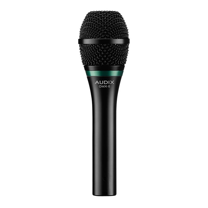楽器種別：新品AUDIX/新品 商品一覧＞＞レコーディング【15，000円〜35，000円】 商品一覧＞＞マイク/ダイナミックマイク/AUDIX 商品一覧＞＞レコーディング機器買うなら、当店で！専門スタッフが迅速丁寧に対応します！AUDIX OMX-E 【予約商品・7月26日発売】(オーディックス)(ボーカル用ダイナミックマイク)(VLMダイヤフラム)(単一指向性)商品説明【製品の特長】OMXシリーズは、米国のAudix本社で設計・組み立て・検査を実施された、ボーカリストのプレイスタイルに合わせて選べるダイナミックマイクのラインアップです。ダイナミックなマイクパフォーマンスで歌うボーカリストに最適なOMX-E (Extended)、ミッドマイクからクローズマイクでマイクスタンドにマイクを立てて歌うボーカリストに最適化したOMX-M(Mid-Tight)、大音量のステージでのパフォーマンスのようなタイトなマイクテクニックが求められるボーカリストに最適化したOMX-T(Tight)の3種類からプレイスタイルに合ったマイクを選ぶことができます。OMXシリーズのダイナミックマイクは、AUDIXの伝説的な自社開発AUDIX VLM(Very Low Mass)ダイヤフラムを採用したカプセルを搭載、自然なサウンドと優れた過渡応答を実現しています。 ボディにはOMシリーズで定評ある高耐久性ブラックEコート仕上げの精密ダイキャスト亜鉛合金を採用、グリルは新設計のへこみに強いスチールメッシュグリルを採用していますダイナミックなマイクパフォーマンスで、歌う際にマイクを離したり近づけたり距離が定まらないプレイスタイルで使いやすいマイクです。一方でオフ軸からの音声はしっかり除去するので、バンドでのボーカルでもしっかりフィードバックを除去することができます。【製品の仕様】形式：ダイナミックマイク周波数特性：55Hz〜17kHz指向性：単一指向性インピーダンス：290Ω感度：1.6mVrms/Pa(1kHz/0.5m)最大入力SPL：144dB入力コネクタ：3ピンXLR重量：297g長さ：179.2mmイケベカテゴリ_レコーディング_マイク_ダイナミックマイク_AUDIX_新品 SW_AUDIX_新品 JAN:0687471101223 登録日:2025/07/15 マイク ダイナミックマイク