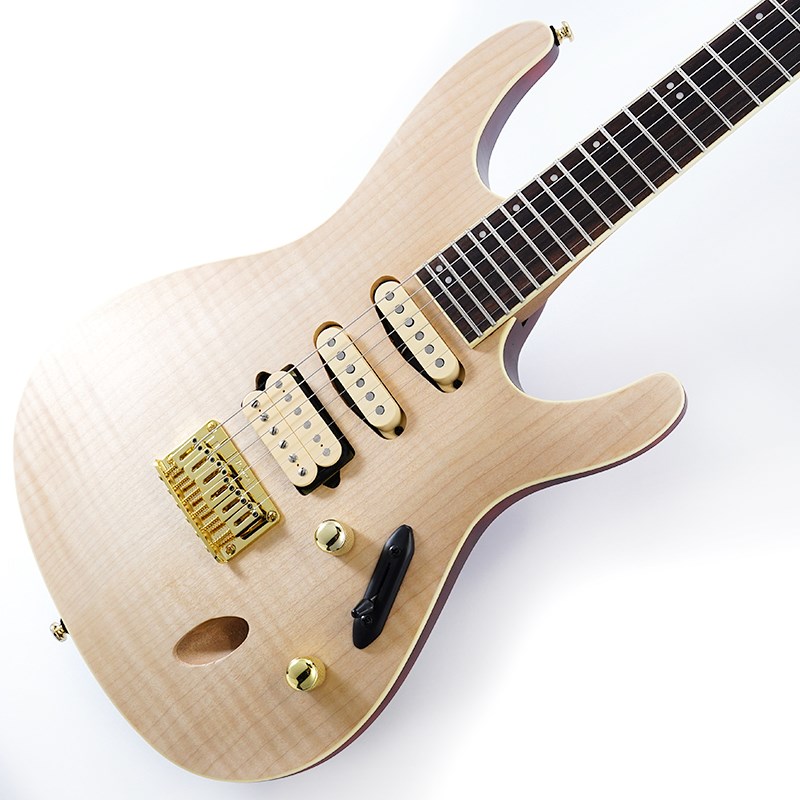 楽器種別：アウトレットIbanez/アウトレット 商品一覧＞＞エレキギター【65，000円〜125，000円】 商品一覧＞＞STタイプ/Ibanez 商品一覧＞＞当店のギターは、出荷前に専門スタッフが検品・調整しているので安心です！Ibanez SEW761FM-NTF 【キズ有り特価品】商品説明打痕や擦り傷が散見される為、一本限りの大特価！！フレーム・メイプル杢が美しいルックスと実践的なスペックを追求したSEW761FM・Wizard III Roasted Maple neck / Rosewood fretboardネックには加熱処理されたメイプル材を使用しています。加熱処理をすることで、形状安定性、反りに対する耐久性、耐水性、温度変化に対して強くなります。指板には、粘りのあるマイルドな中音域サウンドが特徴のローズウッド材を使用しています。薄い握り心地と握り易さを追求した、Wizard IIIネック・シェイプを採用しています。・DiMarzioピックアップ豊かな低音域に加え、伸びのある高音域を併せ持ったパワー感溢れるサウンドが特徴のDiMarzioピックアップです。ネック・ポジションとミドル・ポジションにはブライトかつノイズの少ないサウンドが特徴のDiMarzio True Velvet、ブリッジ・ポジションには高音域から低音域までバランスよく出力し、パワー感溢れるサウンドが特徴のThe Tone Zoneを搭載しています。・Flamed Maple topクリアでアタックのある輪郭あるサウンドを与え、見た目が美しいフレイム・メイプル材トップを採用しています。・メランティ材ボディ中音域からやや低音域の特性に富んだ、明るくふくよかな音色と甘めのトーンが特徴です。古くから家具材や建築材料にまで幅広く扱われ、フィリピン・マホガニーと称される木材です。・ボディTOPとSIDE＆BACKを異なるカラーで塗り分けTOPはナチュラルフラット、SIDE&BACKはメランティ材の木質を活かす赤茶系カラーで塗り分けた、上位モデルやカスタム・ギターで用いられる手法です。・シンプルなコンストラクションで人気のフィクスド・ブリッジ◆Color:・NTF (Natural Flat)商品詳細SpecsNeck type Wizard III Roasted Maple neckBody Flamed Maple top/Meranti bodyFretboard Bound Rosewood fretboard w/Off-set white acrylic pearl dot inlayFret JumboBridge F106 bridgeNeck pickup DiMarzio True Velvet(S) neck pickupMiddle Pickup DiMarzio True Velvet(S) middle pickupBridge pickup DiMarzio The Tone Zone(H) bridge pickupHardware color GoldStrings gauge D'Addario EXL110 (.010/.013/.017/.026/.036/.046)Neck DimensionsScale 648mm/25.5Width at Nut 43mmWidth at Last Fret 58mmThickness at 1st 19mmThickness at 12th 21mmRadius 400mmRソフト・ケース付属イケベカテゴリ_エレキギター_STタイプ_Ibanez_アウトレット SW_Ibanez_アウトレット JAN:4549763281869 登録日:2025/03/21 エレキギター アイバニーズ イバニーズ