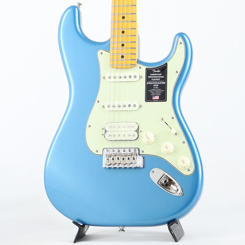 楽器種別：新品Fender USA/American Professional 商品一覧＞＞Fender USA/新品 商品一覧＞＞エレキギター【165，000円〜315，000円】 商品一覧＞＞STタイプ/Fender USA 商品一覧＞＞当店のギターは、出荷前に専門スタッフが検品・調整しているので安心です！Fender USA American Professional Classic Stratocaster HSS (Faded Lake Placid Blue/Maple)商品説明American Professional Classic SeriesAmerican Professional Classic Stratocaster HSSは、ヴィンテージの魅力とモダンなパフォーマンスが完璧に融合したギターです。ヴィンテージにインスパイアされたCoastline ’57 StratocasterピックアップとCoastlineハムバッカーを搭載し、パンチと煌めきに満ちた、深みのあるトーンを奏でます。洗練されたModern Cシェイプネックは、快適な演奏性を提供し、Fender Staggered ClassicGearチューナーは、クラシックなルックスと正確なチューニング安定性を両立しています。カスタムフェードのヴィンテージ仕上げや、フェンダーらしいクラシックな塗装をラインナップ。サウンドだけでなく、見た目の美しさにもこだわりました。American Professional Classic Stratocaster HSSは、フェンダー黄金期の魂を受け継ぎながら、現代のプレイヤーのために進化したモデルです。※画像はサンプルです。製品の特性上、杢目、色合いは個体ごとに異なります。商品詳細Series: American Professional ClassicBody Material: AlderBody Finish: Gloss UrethaneNeck: Maple， Modern CNeck Finish: Satin Urethane with Gloss HeadstockFingerboard: Maple or Rosewood， 9.5 (241 mm)Frets: 22， Medium JumboPosition Inlays: Black or White DotNut (Material/Width): Synthetic Bone， 1.685 (42.8 mm)Tuning Machines: Fender ClassicGear StaggeredScale Length: 25.5 (64.77 cm)Bridge: 6-Saddle Vintage-Style Synchronized TremoloPickguard: 3-Ply Black or 4-Ply Torioseshell or 3-Ply Mint GreenPickups:Coastline Humbucker (Bridge)Coastline ‘57 Single-Coil Stratocaster RWRP (Middle)Coastline ‘57 Single-Coil Stratocaster (Neck)Pickup Switching: 5-Position Blade:Position 1. Bridge Humbucker PickupPosition 2. Middle Pickup and Outer Coil Of HumbuckerPosition 3. Middle PickupPosition 4. Neck and Middle PickupPosition 5. NeckPickup Controls: Master Volume， Tone 1. (Neck & Middle Pickup)， Tone 2. Greasebucket Tone Circuit (Bridge & Middle Pickup)Control Knobs: Vintage White PlasticHardware Finish: Nickel/ChromeStrings: Fender USA 250L Nickel Plated Steel (.009-.042 Gauges)， PN 0730250403Case/Gig Bag: Included: Deluxe Gig Bagイケベカテゴリ_エレキギター_STタイプ_Fender USA_American Professional_新品 SW_Fender USA_新品 JAN:0885978388028 登録日:2025/10/09 エレキギター フェンダー ふぇんだー フェンダーUSA
