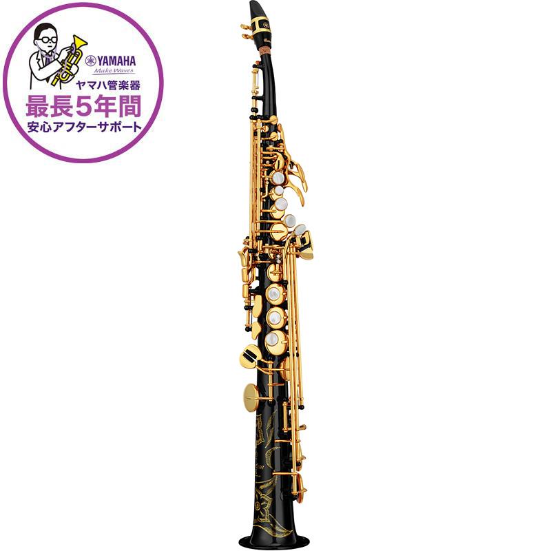 楽器種別：新品YAMAHA/新品 商品一覧＞＞管楽器・吹奏楽器【380，000円〜715，000円】 商品一覧＞＞サックス/ソプラノサックス/YAMAHA 商品一覧＞＞サックス買うなら、当店で！専門のスタッフが丁寧に検品・調整しているので安心です！YAMAHA ソプラノサックス ヤマハ YSS-82ZRB 【調整&セットアップ後出荷】【5年間キーバランス調整無料】商品説明// YAMAHA Custom Z Soprano Saxophone YSS-82ZRB //多くの奏者の記憶にある伝説の名器YSS-62のコンセプトを基に、ヤマハの最新技術と著名アーティストとのコラボにより誕生したカスタムZシリーズソプラノYSS-82Z / YSS-82ZR 。幅広いジャンルの音楽表現に対応し、思い通りに音を創造でき、全音域がムラなく安定しており、リズムの強弱を生かしたダイナミックな演奏が可能。感性のままに音をコントロールできるモデルです。YSS-82ZRBは、より優れた音の遠達性を演出するブラックラッカー仕上げ。ブラックラッカーは、誰もが目を惹く外観と、よりシャープでパワフルな響きをプラスした、カスタムZだけに設けられた仕上げです。カーブドネックはやや抵抗感が生まれ柔らかみのあるサウンドになります。■概要・ネック&ベル(YSS-82ZR)ネックと管体との接合部が無く完全な1ピース。カーブドネックはやわらかな音色と適度な抵抗感が特長です。ベルはイチョウ型から成型するハンドメイド。ネックからベルまでの管体部分を1枚の板のみで製作された管体が持つその自由な吹奏感は、奏者の感情を余す事無く表現してくれるでしょう。・キイレイアウト人間工学に基づき人の手にフィットするように設計されています。演奏者がストレスを感じることなく演奏に集中できるように配慮しています。・キイポスト一体化されたキイポストにより、適度な抵抗が加わり、息を吹き込むほどに楽器が鳴るようになっています。・フロントFキイ独自のティアドロップ型Fキイを採用し、演奏性を向上させました。プレイヤーの好みに合わせて調整可能です。・キイボタン白蝶貝を採用。柔らかくても滑りにくい表面で持ちやすく、演奏性を向上させました。・シーソーキイ左手のシーソーキイは、演奏性を高めるとともに、より快適な操作感を実現しました。・ワンピース・ベル一枚のイチョウ型の金属板を接合し、ベルを成形する伝統的な工法です。ボディに一体感が生まれ、中低音域でのイントネーションがスムーズになります。 音の立ち上がりがよく色彩豊かな音色が奏者に応えます。・手彫りしたアネモネの花管体には「アネモネ」の花を手掘りで彫刻しています。Custom Zのロゴは、クラフトマンシップの証です。・ケース (SSC-820)82Zにはショルダーストラップ付きの軽量ケースが付属します。商品詳細■仕様・管体素材：真鍮・表面仕上：ブラックラッカー・調子：B♭・ネック：本体一体式カーブドネック・付属キイ：High-F#、フロントF・指貝：白蝶貝・指掛け：可動・Low C#開き止めメカ：有り・サムフック・レスト：プラスチック製・彫刻：あり・パッド：イタリア ピゾーニ製、メタルレゾネーターパッド■付属品・ケース(SSC-820)・マウスピース(SS-4CM)/リガチャー/マウスピースキャップ・リード（1枚）・ストラップ・ポリッシング・クロス・運指表付き取扱説明書/保証書・ウインドブロス・オリジナルクロスイケベカテゴリ_管楽器・吹奏楽器_サックス_ソプラノサックス_YAMAHA_新品 SW_YAMAHA_新品 JAN:4957812643740 登録日:2026/03/01 サックス ソプラノサックス ヤマハ やまは