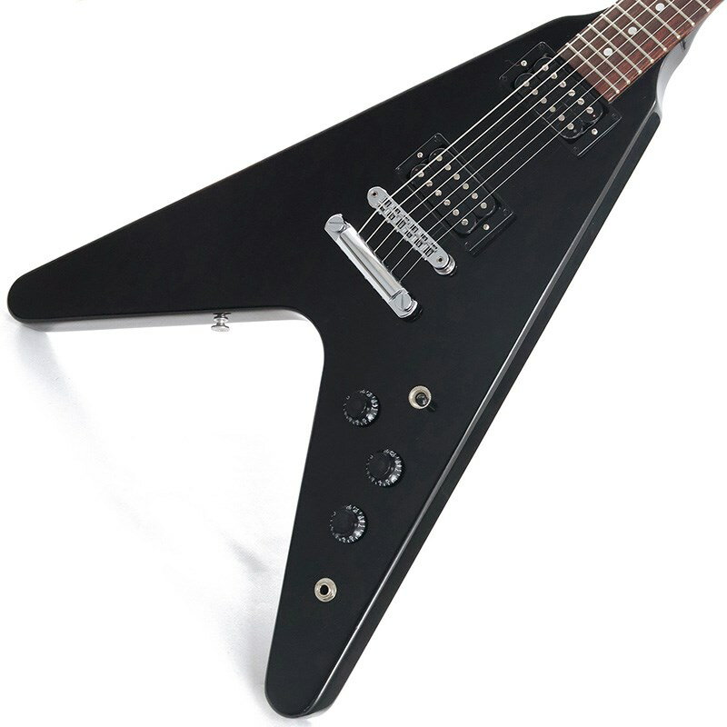 楽器種別：アウトレットエレキギター/Gibson 商品一覧＞＞エレキギター/Gibson/Designer Models 商品一覧＞＞エレキギター【170，000円〜330，000円】 商品一覧＞＞当店のギターは、出荷前に専門スタッフが検品・調整しているので安心です！Gibson 80s Flying V (Ebony) 【キズ有り特価】商品説明ボディバックに打コンがあるため1本限りの特価販売！！The Legendary 80s Flying V ReturnsGibson Flying Vは、現代のギタリストにとって非常に象徴的なデザインです。1958年に初めて登場し、その後数十年の間に、特にハードロックやメタルのギタリストの間で人気が高まりました。特に1980年代はこのモデルが本格的にヒットした時期です。Gibson 80s Flying Vは、高い人気を誇る1984年のモデルをベースにしています。速弾きに適したスリムテーパー・マホガニーネックにローズウッド指板を採用しています。象徴的な形状のマホガニー・ボディは、当時のモデル特有のファットなトーンと豊かなサスティーンを忠実に再現した新しい80s Tributeピックアップを搭載しています。商品詳細BodyBody Material: MahoganyNeckProfile: SlimTaperScale Length: 628.65 mm / 24.75 inFingerboard Material: RosewoodFingerboard Radius: 304.8 mm / 12 inFret Count: 22Frets: Medium JumboNut Material: Graph TechNut Width: 43.053 mm / 1.695 inEnd Of Board Width: 57.404 mm / 2.26 inInlays: Acrylic DotHardwareBridge: Aluminum Nashville Tune-O-MaticTailpiece: Aluminum Stop BarTuning Machines: Grover Rotomatic with Contemporary ButtonsControl Knobs: Black Top HatSwitch Tip: CreamElectronicsNeck Pickup: 80s TributeBridge Pickup: 80s TributeControls: 2 Volume， Master Tone， Hand-wired with Orange Drop CapacitorsPickup Selector: 3-way Toggleハードケース付属イケベカテゴリ_ギター_エレキギター_Gibson_Designer Models_アウトレット JAN:4580568432216 登録日:2023/12/30 エレキギター ギブソン フライングブイ エクスプローラー