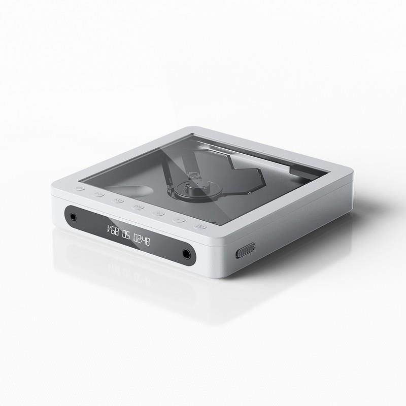 楽器種別：新品FiiO/新品 商品一覧＞＞レコーディング【20，000円〜40，000円】 商品一覧＞＞レコーダー・プレイヤー/プレイヤー/FiiO 商品一覧＞＞パワーレックは、専門スタッフに気軽に相談できる渋谷発のDTM・レコーディング機材専門フロアです。FiiO DM13 BT Transparent (トランスペアレント)(クリア)(フィーオ)(CDプレイヤー)(ポータブルオーディオ)(Bluetooth)(aptX HD対応)(バッテリー内蔵)(FIO-DM13BT-T)商品説明【製品の特長】★DM13は、シーラスロジック製「CS43198」DACを左右独立で2基搭載し、独自の専用オーディオアーキテクチャによって高音質再生を実現するポータブルCDプレーヤーです。4.4mmバランス出力では660mWの高出力を実現し、3.5mmシングルエンド出力と合わせて幅広いヘッドホンに対応します。また、デジタル音声出力や、aptX HD対応Bluetoothなど、多彩な出力に対応。高コントラストのLCDディスプレイを搭載し、直感的な操作を実現しています。・デュアルDAC＋デュアルアンプ構成による高品位なサウンドと99段階の細やかな音量調整・コンパクトなボディに最大660mWのパワフルな出力・好みで選べる4つのカラーバリエーション・耐久性と持ち運びやすさを両立したデザイン・さまざまな機器に対応するデュアル出力・低ジッター設計のデジタル転送を実現・視認性に優れた高コントラストLCDディスプレイ・大事なCDを保護する本体構造・高品質Bluetoothコーデックに対応・ポータブルとデスクトップ両方に対応した電源モードを搭載・長時間再生に対応する、3750mAh高容量バッテリー搭載・楽しみが広がる。再生・お気に入り機能・お気に入りCDの音源をUSBに保存・優れた素材と耐久性●デュアルDAC＋デュアルアンプ構成による高品位なサウンドと99段階の細やかな音量調整高性能かつ低消費電力を兼ねそろえた、シーラスロジック製DACチップ「CS43198」2基と、低ノイズ設計のSGマイクロ製「SGM8262」を組み合わせた専用オーディオ回路構成を採用。デュアルDAC＋デュアルアンプの構成により、ポータブルCDプレーヤーながら高品位なサウンド再生を実現します。また、より良いサウンド表現のため出力段も特別に設計。99段階の細やかな音量調整が可能なだけでなく、どの音量レベルでもより明瞭なサウンドを実現しました。●コンパクトなボディに最大660mWのパワフルな出力バランス出力で最大660mW、シングルエンド出力で最大180mWの高出力を実現。コンパクトなボディながら優れた駆動力を備え、様々なヘッドホンやアクティブスピーカーとの組み合わせが可能です。●好みで選べる4つのカラーバリエーションBlack 、Silver、Red、Transparentの4色が醸し出す雰囲気。音質のみならず、音楽体験に彩りをプラスするよりよいアクセントとしてお楽しみください。●耐久性と持ち運びやすさを両立したデザイン144×137×27mmのコンパクトなボディに、ESP電子防振機能を搭載。持ち運び時やデスクトップでの再生時も安定した音楽再生を実現します。アルミニウム合金ボディは質感と耐久性を兼ね備え、ヒンジ部分には精密加工されたアルミニウム合金部品を採用しています。●さまざまな機器に対応するデュアル出力製品前面に3.5mmと4.4mm端子の両方を装備し、シングルエンド接続とバランス接続に対応。幅広いヘッドホンやイヤホンとの接続が可能です。・ヘッドホン出力として：ヘッドホン接続・ライン出力として：アンプやアクティブスピーカー接続、音声伝送用●低ジッター設計のデジタル転送を実現光デジタル端子を備え、低ジッター設計によりデジタルクロックの精度を確保。より純度の高いデジタル信号伝送を実現。外部DACとの接続に対応します。●視認性に優れた高コントラストLCDディスプレイ高コントラストで長寿命なLCDディスプレイを搭載。音量、トラック番号、再生時間などの情報をわかりやすく表示し、本体の動作状態を常時確認することができます。暗い場所でも使いやすく、長時間使用でも焼き付きが起こりにくい設計です。●大事なCDを保護する本体構造イジェクトレバーを軽く押すだけで簡単に開閉が可能。ディスク収納部には十分なスペースを確保することで、再生時、ディスクに傷がつきにくい設計です。●高品質Bluetoothコーデックに対応クアルコムのBluetoothプラットフォームを搭載。aptX / aptX Low Latency / aptX HD / SBCといった高品質なBluetoothコーデックに対応。高音質のままでのワイヤレス伝送を実現しました。●ポータブルとデスクトップ両方に対応した電源モードを搭載「D.MODE（デスクトップモード）」を搭載。USB接続時、D.MODEスイッチを「ON」にすることで、DM13はUSBからのみ電源供給を受け、バッテリーを消費せずに動作し、バッテリーの寿命を延ばすことができます。●長時間再生に対応する、3750mAh高容量バッテリー搭載3750mAh、3.8Vの純コバルト酸リチウムバッテリーを搭載。DM13に安定した電力を供給します。携帯時でも最大約10時間の連続再生が可能。長時間外出時のバッテリー切れの不安を軽減します。●楽しみが広がる。再生・お気に入り機能1枚のCDをより快適に楽しむための機能を搭載。ギャップレス再生、お気に入り登録、リピート再生などに対応。リピート再生は全曲リピート、1曲リピート、ランダム再生が可能です。●お気に入りCDの音源をUSBに保存お手持ちのCDをWAV形式でUSBメモリにリッピングし、パソコンやスマートホンで楽しむことができます。WAVファイル再生に対応した一般的なソフトウェアで管理、使用することで、さまざまなデバイスでの共有や再生が可能です。※FAT32形式のUSBメモリのみ対応※CDDAフォーマットの音楽CDのみ対応●優れた素材と耐久性アルミニウム合金ボディは質感と手触りを完璧に融合させながら、本体強度を確保。精密加工されたアルミニウム合金部品をヒンジ部分に採用することで、摩擦にも強く、耐久性にも優れています。※FIIOによる経年変化試験において、開閉動作5000回以上をクリア【製品の仕様】チップ構成 メインコントローラー：CS6137オーディオアンプ：SGM8262（2基搭載）DAC：CS43198（2基搭載）ディスプレイ 1.5インチ LCDディスプレイ対応インピーダンス ・シングルエンド：8〜150Ω・バランス：8〜350Ωヘッドホン出力（バランス） ・出力：最大660mW（32Ω、THD+N1%）・THD+N：0.0024%（1kHz/0dB@32Ω）・S/N比：≧124dB（A特性）・チャンネルセパレーション：≧120dB（1kHz@32Ω）・周波数特性：20Hz〜20kHz（±2.3dB）ヘッドホン出力（シングルエンド） ・出力：180mW（32Ω、THD+N1%）・THD+N：0.0025%（1kHz/0dB@32Ω）・S/N比：≧120dB（A特性）・チャンネルセパレーション：≧77dB（1kHz@32Ω）・周波数特性：20Hz〜20kHz（±2.3dB）USBポート USB Type-C×2（電源供給用×1、USB録音用/充電用×1）出力端子 ・ヘッドホン出力：3.5mmステレオミニジャック、4.4mmバランス・ライン出力：3.5mmステレオミニジャック、4.4mmバランス・デジタル出力：3.5mm（同軸/光デジタル兼用）対応コーデック SBC / aptX / aptX Low Latency / aptX HDバッテリー リチウムイオン電池（3750mAh/3.8V）連続再生時間 最大10時間充電時間 約2.5時間（5V 2A充電器使用時）電源入力 DC 5V/≧2A付属品 クイックスタートガイドUSB Type-A to Type-Cケーブル（充電・データ兼用）3.5mm to 同軸変換ケーブルイケベカテゴリ_レコーディング_レコーダー・プレイヤー_プレイヤー_FiiO_新品 SW_FiiO_新品 JAN:4562314019995 登録日:2026/08/06 フィーオ
