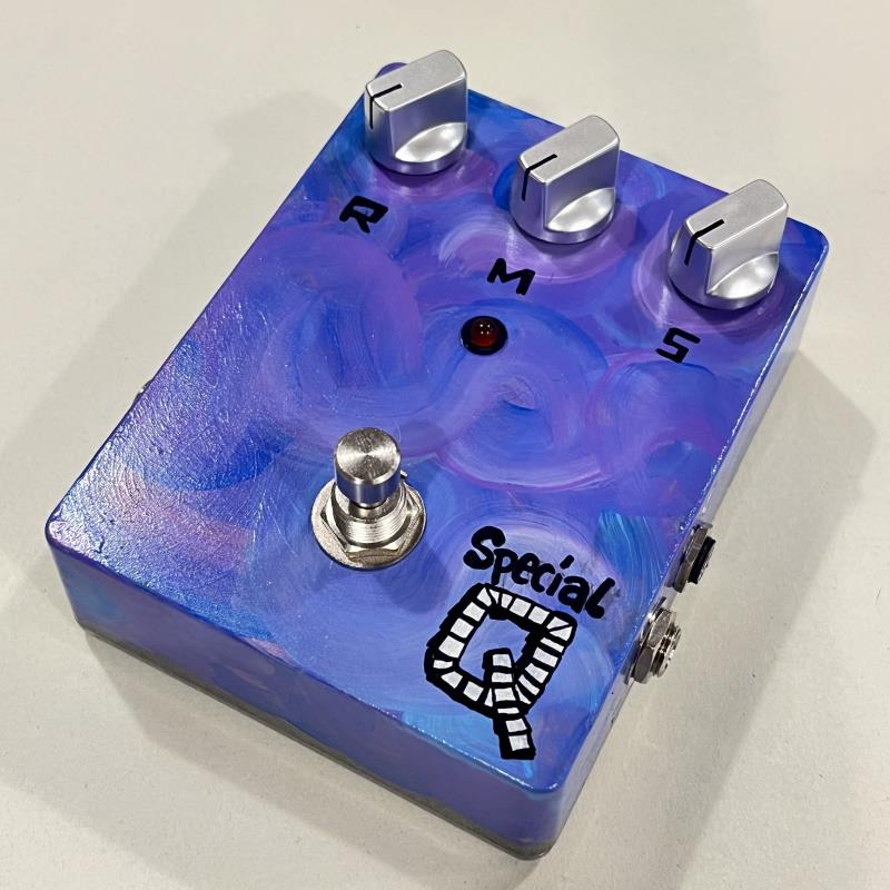 楽器種別：ユーズドunknown/ユーズド 商品一覧＞＞エフェクター【30，000円〜60，000円】 商品一覧＞＞ギター用エフェクター/フィルター・シンセ系/オートワウ・エンベロープフィルター/unknown 商品一覧＞＞安心してお買い物頂けるよう、コンパクトもマルチも丁寧梱包でお届けします！unknown USED 中古 Special Q マキノ工房商品説明「Special Q」オートワウは一部にVintageパーツを採用することにより、弾きやすく「艶」のあるエフェクト音になっております。塗装はハンドペイントで仕上げておりますので一点ものとなります。コンディション：使用に問題なし要了承箇所：なし付属品：箱、取説保証：修理可能範囲内にて3ヶ月イケベカテゴリ_エフェクター_ギター用エフェクター_フィルター・シンセ系_オートワウ・エンベロープフィルター_unknown_ユーズド SW_unknown_ユーズド JAN:2500070705938 登録日:2025/06/24 エフェクター コンパクトエフェクター ストンプボックス