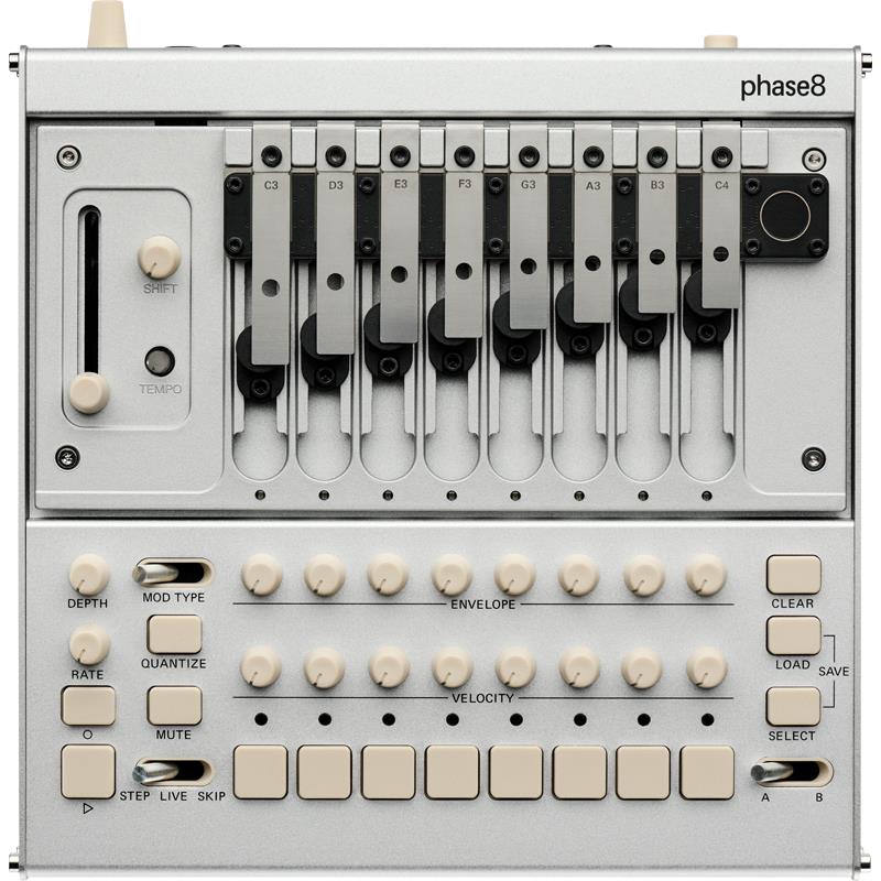 楽器種別：新品KORG/新品 商品一覧＞＞シンセサイザー・電子楽器【100，000円〜190，000円】 商品一覧＞＞その他電子楽器/KORG 商品一覧＞＞国内最大級のLM鍵盤楽器&アコーディオンの専門店「鍵盤堂」と電子ピアノ専門フロア「あのぴあの」が鍵盤楽器のご要望を幅広くサポート致します。KORG phase8 コルグ フェイズ8商品説明◆ご注意◆本商品はクーポンのご利用対象外商品となります。クーポンを使用しご注文をいただいた場合には、誠に恐れ入りますが、キャンセルとさせていただきますのでご注意ください。■購入制限お一人様1点限りとなります。複数点のご注文または回数を分けてのご注文等、重複が見られる場合は誠に勝手ながらキャンセルとさせていただきます。phase8 は、物理世界が持つ音の豊かさと、精密な電子制御を融合させた、8ボイスのアコースティック・シンセサイザーです。エンベロープ、シーケンス、アナログ・ウェーブフォールディング、ピッチに反応するモジュレーション。 コルグが開発した最新の アコースティック・シンセシス 技術によって、phase8は「鳴らす」だけでなく、触れることで音の表情を紡ぎます。手の中で生き生きと反応し、演奏者の動きや振動に応えるオーガニックな楽器です。アコースティック・シンセシスによる、触れて生まれるサウンドアコースティック・シンセシスは、実際に振動する物体そのものを音源とし、そこにシンセサイザーならではの電子制御を組み合わせる発音方式です。触れる、揺らす、共鳴させる?? そうした物理的なインタラクションやアコースティックなフィードバックが、そのまま音の表情として立ち上がります。それは「アナログか、デジタルか」という枠を超え、電子楽器という概念すらも超えていくアプローチです。物理的に振動する8つの独立した発音ユニットが、phase8のアコースティック・サウンドの中核を担っています。交換・チューニング可能なスチール・レゾネーターphase8には、クロマチックに調律された金属製のスチール・レゾネーターが13本付属し、 そのうち任意の8本を本体に装着して使用します。エンベロープ・コントロールにより、鋭いパーカッシブな音から、長く余韻を引く持続音まで自在に表現可能です。レゾネーターは簡単に交換・調整でき、スケールや音色のキャラクターを自分好みに組み替えることができます。ポリメトリック・リズム・シーケンサー直感的なシーケンサーは、ステップ入力とクオンタイズされないリアルタイム録音の両方に対応。各ボイスごとにステップ・スキップを設定でき、複雑で有機的なポリメトリック・パターンを構築できます。シーケンスは8つのメモリー・スロットに保存・呼び出しが可能です。モジュレーション・モードphase8は、3種類のモジュレーションを搭載。トレモロに加え、ピッチに反応する2種のオーディオレート・モジュレーションを選択できます。 AM Polyphonic Modulationモードでは、それぞれの音程に寄り添った倍音的な揺れを加えることができます。トリガー・ディレイシフト・ノブを使って、テンポに同期したトリガー・ディレイを各レゾネーターに付加できます。音がわずかに遅れて立ち上がることで、リズムに奥行きと揺らぎが生まれます。パラメーター・オートメーションパネル上のすべての操作は、レコーディング機能を使ってシーケンスに記録できます。ノブの動きそのものが、演奏の一部になります。触れて操作する、リアルタイムな音の変化phase8は、パラメーター操作にとどまらず、物理的に触れることそのものが演奏になります。触れる、弾く、叩く、擦る。さらにオブジェクトを加えて、未知の質感を探ることもできます。AIRスライダーで、触れたものの振動や共鳴を強調したり、抑えたりするコントロールも可能です。外部機器との柔軟な連携MIDI／USB-MIDI、CV入力により、外部機器からノブ・パラメーターをコントロール可能。 MIDI／USB-MIDI／Syncによるテンポ同期にも対応します。外部MIDI機器でphase8を演奏したり、逆にphase8のシーケンサーで外部音源を鳴らすことも可能です。これらの接続性により、phase8はあらゆるクリエイティブな環境にスムーズに組み込めます。phase8.korg.com/商品詳細Input / OutputMIDI TRS-A In/OutUSB-C (for USB-MIDI and firmware)Sync In/Out ?Line AudioOut 3.5mmHeadphoneOut CV In (+/- 5V)プログラム数8電源DC12V消費電力4.8W寸法・質量(幅 x 奥行き x 高さ)231 x 236.5 x 46mm・1.71kg付属品ACアダプター、六角レンチ、クイック・スタート・ガイド、5本の追加レゾネーター、安全上のご注意イケベカテゴリ_シンセサイザー・電子楽器_その他電子楽器_KORG_新品 SW_KORG_新品 JAN:4959112250543 登録日:2026/03/02 キーボード コルグ