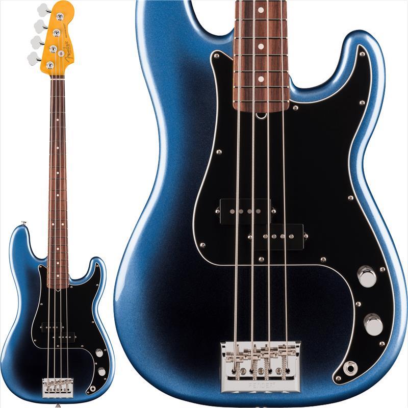 楽器種別：新品Fender USA/American Professional 商品一覧＞＞Fender USA/新品 商品一覧＞＞ベース【195，000円〜365，000円】 商品一覧＞＞エレキベース/PBタイプ/Fender USA 商品一覧＞＞当店のベースは、出荷前に専門スタッフが検品・調整しているので安心です！Fender USA American Professional Precision Bass (Dark Night/Rosewood) 【2026 Model 購入先着キャンペーン】商品説明【新モデル発売記念キャンペーン！】Fender USAの最新モデルAmerican Professionalのベースモデルをご購入の方に、なんと先着でFender USA STROBO SONIC PRO TUNER PEDAL (￥14，300相当)をプレゼント！Strobo-Sonic Proは、使い勝手の良い超高精度のストロボチューナーで、驚異的な±0.01セントのチューニング精度を持ちながら、ペダルボードにも優しいコンパクトな設計です。ステージ上での使用を想定して設計されており、大型で視認性の高いLEDディスプレイ、自動輝度調整機能、そして2つの表示モードにより、どんなプレイヤーでも直感的にチューニングが行えます。最新モデルと共にスタジオやステージでご使用ください！※数量限定のため、規定数に達し次第キャンペーンは終了となります。※商品は後日お送りさせていただく場合も御座います。-------------------------------------------------------------------American Professional Precision Bassは、70年以上にわたる革新、インスピレーション、そして進化の積み重ねを基に、現代のプロフェッショナルプレイヤーの要求に応えるために開発されたモデルです。Modified 1963 Cネックシェイプには、滑らかなロールドエッジ加工を施した指板、快適な演奏性を実現するSuper-Naturalサテンフィニッシュ、そして新たにデザインされたネックヒールを採用。優れた握り心地とハイポジションへのスムーズなアクセスを実現しています。新開発のV-Mod III Precision Bassスプリットコイルピックアップは、Precision Bassならではの力強いパンチと唸るようなローエンドを維持しながら、これまで以上に高い明瞭度を実現しています。また、ClassicGear Precisionポテンショメーターは、最適化されたトルク設定と高精度な抵抗値、音楽的なテーパー特性により、人間の聴覚特性に合わせた、音量や音色の滑らかで自然なコントロールを実現します。American Professional Precision Bassは、手にした瞬間から感じられる親しみやすさと優れたサウンドの汎用性を備えています。数々の改良を積み重ねることで、プロフェッショナル向け楽器の新たな基準を打ち立てるモデルへと進化しました。※画像はサンプルです。製品の特性上、木目・色合いは1本1本異なります。商品詳細Body Material: AlderBody Finish: PolyurethaneNeck: Maple， Modified 1963 CNeck Finish: Super-Natural Satin Urethane Finish on Back of Neck with Gloss Urethane Headstock FaceFingerboard: Rosewood， 9.5inch (241 mm)Frets: 20， Narrow TallPosition Inlays: White DotNut (Material/Width): Bone， 1.625inch (41.3 mm)Tuning Machines: Fender Lightweight Vintage-Style Keys with Tapered ShaftsScale Length: 34inch (864 mm)Bridge: 4-Saddle HiMass Pro (String-Through-Body or Top-Load)Pickguard: 3-Ply BlackPickups: (Bridge)， V-Mod III Split Single-Coil Precision Bass (Middle)， (Neck)Pickup Switching: NoneControls: Master Volume， Master ToneControl Knobs: Knurled Flat-TopHardware Finish: Nickel/ChromeStrings: Fender USA 7250M Nickel Plated Steel (.045-.105 Gauges)， PN 0737250406Deluxe Molded Case付属イケベカテゴリ_ベース_エレキベース_PBタイプ_Fender USA_American Professional_新品 SW_Fender USA_新品 JAN:0885978991754 登録日:2026/10/12 エレキベース フェンダー ふぇんだー フェンダーUSA FenderUSA アメプロ アメリカンプロフェッショナル