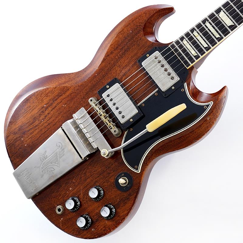 楽器種別：新品Gibson/Custom Shop 商品一覧＞＞Gibson/新品 商品一覧＞＞エレキギター【615，000円〜1，145，000円】 商品一覧＞＞SGタイプ/Gibson 商品一覧＞＞当店のギターは、出荷前に専門スタッフが検品・調整しているので安心です！Gibson Murphy Lab 1964 SG Standard Reissue with Maestro Vibrola Heavy Aged Faded Cherry SN.5042841商品説明〜 Murphy Lab 〜カスタムショップ内に誕生したMurphy Lab（マーフィー・ラボ）は、ナッシュヴィルのギブソン・カスタムショップ内に新設されたラボで、科学的検証に基づく最新の技術を駆使して、ギターのエイジング（ヴィンテージ・ギターの経時変化した外観と弾き心地を再現する処理）を専門に行います。ギブソン・カスタムショップの立ち上げ時のメンバーであり、ヒストリック・コレクション開発のプロジェクト・リーダーとして尽力したトム・マーフィーは、その後新品のギターにヴィンテージのルックスとフィーリングをもたらすエイジングというテクニックで活躍してきました。トムのヴィンテージ・ギターへの情熱と深い知識に裏打ちされた技術によって、ギブソン・ギターの自然なラッカーのクラック、演奏による摩耗を見事に再現しています。トム・マーフィーとギブソンは、経時変化によりウェザーチェックと呼ばれるクラックを生じさせる、1950年代、1960年代のニトロセルロースラッカーを科学的に解析し、その変化のプロセスをひも解き、あらゆるモデルのプロトタイプによるテストを重ねて、ヴィンテージ同様のナチュラル・ウェザーチェックを再現するラッカー・プロセスを開発しました。マーフィー・ラボは、トム・マーフィーがギブソン・カスタムショップのチームを率いて、プロトタイプをもとに、あらゆるボディシェイプ、フィニッシュ、エイジング・レベルの検証を始めたことから、その構想が生まれました。その結果、これまでにないリアリティとこだわりを追求したエイジングを行うために、ギブソン・カスタムショップ内に設立されました。トム・マーフィーの存在と、その芸術的な作品の数々は、ギブソンの歴史の中で重要な役割を果たし、今もそしてこれからもマーフィー・ラボとして永遠に引き継がれていきます。本機は4段階で設けられた中で3段階目のエイジングレベルとなる「Heavy Aged」が施された1964 SG Standard Reissue with Maestro Vivrolaです。1961年に販売が開始されたSGモデルは、当初デザインチェンジされたLes Paulモデルとして誕生しました。その後、Gibson社とLes Paul氏の契約が終了となった後、正式に「SG」がモデル名として採用されることになります。薄型のソリッドマホガニーボディには流麗なコンツァーが設けられ、取り回しの良さとオリジナリティ溢れるルックスを持ち合わせております。特徴的な深いダブルカッタウェイはシングルカッタウェイ構造のLes Paulモデルとは一線を画すハイポジションへの抜群の演奏性がもたらされており、22フレットをフルに活用したいギタリストの要求にも応えた設計となっております。Heavy Agedはツアーやギグによるハードなプレイにより、ネックやボディのフィニッシュが剥がれた状態やベルトのバックル傷を再現。ハードウェアにもMurphy LabによるHeavy Aged仕上げが採用されており熟練したMurphy Labの職人たちの妙技/エイジングが堪能できるモデルです。指板エッジにはロールド加工が施され、優れたグリップ感がプレイヤーの皆様にはさらに嬉しい仕上げとなっております。基本的なスペックは最新のHistoric Specを採用。ポッティング無しのCustombuckerを2基搭載し、コンデンサーはブラックビューティが装着されております。マエストロ・ヴァイブローラートレモロブリッジが生む独特なルーズさを持ったテンション感が生み出すクランキーで味のあるトーンがお楽しみいただけます。原点に回帰することでさらなる進化を続けるGibson Custom Shopの最新型の入荷です。Custom Shop製ならではの素晴らしいトーン、Murphy Labが生み出す迫力満点のエイジングをぜひご堪能下さい！Weight≒3.40kg専用ハードケース、Murphy Lab認定証 等付属商品詳細Body Wood : 1-Piece Solid Lightweight MahoganyNeck : 1-Piece Mahogany with Long Neck Tenon / Medium C-ShapeFingerboard : Indian RosewoodFrets : Authentic Medium-Jumbo / 22FretsPickups: Custombucker Alnico 3 (Unpotted)Controls : 2 volume 、2 tone 、3-way switchBridge / Tailpiece : ABR-1 non wire/ Maestro VibrolaTuners : Kluson Single Line， Double RingHard ware color : Nickel， Murphy Lab Heavy Agedイケベカテゴリ_エレキギター_SGタイプ_Gibson_Custom Shop_新品 SW_Gibson_新品 JAN:4580568421395 登録日:2026/02/04 エレキギター ギブソン カスタムショップ