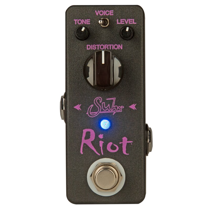楽器種別：新品Suhr Amps/DISTORTION 商品一覧＞＞Suhr Amps/新品 商品一覧＞＞エフェクター【20，000円〜45，000円】 商品一覧＞＞ギター用エフェクター/歪み系/ディストーション/Suhr Amps 商品一覧＞＞安心してお買い物頂けるよう、コンパクトもマルチも丁寧梱包でお届けします！Suhr Amps Riot Mini (Black Edition)（ライオット サー）商品説明2024 年夏より、筐体カラーが黒色（Black Edition）にリニューアル！Riot Mini は、Riot の DNA を継承しつつコンパクトなデザインにまとめられた、高品質の 100W チューブアンプの音響特性とタッチ感度を備えた多用途のハイゲインディストーションペダルです。クリーンなアンプを、お気に入りのリフにインスピレーションを与える力強いロックトーンに変えます。商品詳細●SPECIFICATIONS入力インピーダンス：1MΩ出力インピーダンス：600Ω電源端子：9VDC、センターマイナス、2.1mm x 5.5mm動作電圧：4V〜18VDC（通常使用は 9VDC）最大電圧：20V DC逆電圧保護回路：○過電圧保護回路：○消費電流：8mARoHS 指令への対応：○寸法：4.6cm（幅） × 9.8cm（奥行） × 4.8cm（高さ）重量：166gイケベカテゴリ_エフェクター_ギター用エフェクター_歪み系_ディストーション_Suhr Amps_DISTORTION_新品 SW_Suhr Amps_新品 JAN:4571220047855 登録日:2024/10/18 エフェクター コンパクトエフェクター ストンプボックス サー Shur
