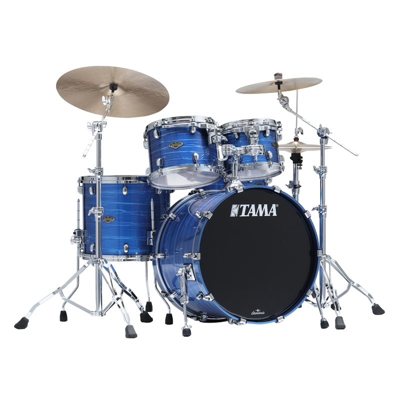 楽器種別：新品ドラムセット/TAMA 商品一覧＞＞ドラムセット【170，000円〜320，000円】 商品一覧＞＞安心してお買い物頂けるよう、スネアもシンバルも丁寧梱包でお届けします！TAMA WBS42S-LOR [Starclassic Walnut/Birch 4pc Set/Lacquer Ocean Blue Ripple]【22BD，16FT，12 & 10TT】【お取り寄せ品】商品説明Starclassic Walnut/Birch Drum Set※WBS42Sには、スネアドラム・シンバル・スタンド類・ペダルは付属しません。※メーカーで在庫を切らしている場合、約5ヵ月程度の納期が掛かりますので、こちらのモデルをご検討の方は、大変お手数をお掛け致しますが、在庫の有無をお問い合わせいただき、ご確認ください。【コントロールされたサスティーンと明確な音像、叩いていて心地よい温かな響き：スタークラシック・ウォルナット / バーチ】＜Starclassic Walnut/Birch＞1994年にStarclassicが産声を上げてはや四半世紀。それまでのTAMAの集大成として生み出されたこのシリーズは、我々の予想を遥かに超えて成長し、千変万化する音楽の潮流の中で我々がなすべき使命を我々自身に迫るまでになりました。その使命とは、今を生きる音楽に相応しい音であり続けるという意味でモダン(現代的)であり、現代の潮流の一歩先の音楽で求められるサウンドを先取りという意味で、モダン(前衛的)でもあり続けるということ。それは言い換えるならば「ドラムの音が果たすべき現代的意義を世に問い続ける」ということです。Starclassic Maple、Starclassic Bubinga、そしてStarclassic Performer B/Bなど歴代のStarclassicが体現したのも、正にその時々に移り変わるドラムの音の現代的意義でした。そして近年、驚異的なドラムテクニックの向上は、タムやフロアタムのみならず、個性的なサウンドのシンバルやパーカッションを斬新に取り入れることで、かつてないほど表情豊かな表現方法を用いるアプローチをますます可能にしています。この新たな現代的潮流の中でStarclassicが目指したのは、そのような多彩な音使いを際立たせるためのしっかりとした存在感を示しつつも、音の分離を明確にすることで、プレイヤーの表現を的確に周りに伝えることができるドラムサウンドです。それを実現するため我々は既存のシェルマテリアルに捕われない、ありとあらゆる可能性を探る研究を重ねました。そして数えきれないほどの試行錯誤の結果辿り着いたのが、このハイブリッドシェルWalnut/Birchです。これからの時代に求められるサウンドを提供するStarclassicのです。Walnut材特有の中低音域の丸みを帯びた温かみと高級感溢れた芯のあるシェル鳴りに、Birch材のはっきりした音像とソリッドなアタックを組み合わせたハイブリッドシェルを採用。 この組み合わせによりシェル単体の鳴りは保持しながらも、ドラムセット全体でのサウンドを調和させるフォーカスされたサウンドは、バンドの中での存在感を発揮しつつも、コントロールされたサスティーンと明確な音像、そして何より叩いていて心地よい温かな響きを可能にします。■Walnut / Birch Hybrid Shell・タムタム/フロアタム…6mm， 4ply Birch+ 2 inner ply American Black Walnut・バスドラム… 8mm， 5ply Birch+ 2 inner ply American Black Walnut■Inside Lacquerシェル内面には、艶消しのクリア塗装を施すことで、見た目の美しさだけでなく、明瞭でまとまりのあるサウンドを実現しました。■Quick-Lock Tom BracketsQuick-Lock Tom Bracketsは、タムタムやフロアタムのセットアップやティアダウンを素早く、簡単に行うことが出来る機構。金属同士が接触してしまう部分にラバーを装着することで、シェルの振動がロッドやスタンドに逃げることを防いでより豊かな鳴りを実現するとともに、各ドラムの音の分離性を高める効果も発揮します。■Star-Cast Mounting Systemタムタムのシェルの鳴りを妨げないように、フープ部分を手で掴んで持った状態を想定してStarclassicシリーズに採用しているのがStar-Cast Mounting Systemです■Die-Cast Hoops亜鉛ダイキャスト製フープを採用。シビアなチューニングにも敏感に反応し、基音のはっきりとしたパワフルなサウンドが特徴です。■Evans Drum Heads打面にはEVANSヘッドを標準装備。●TT/FT：打面 / ボトム: G2 Clear / TAMAオリジナルヘッド Power Craft II●BD：打面 / フロント : EQ4 Clear / TAMAオリジナル黒ヘッドとなります。■Hold Tight Washerステンレス・ワッシャーとラバー・リングの組み合わせによって演奏中のチューニングの緩みをシャットアウト。ラバー・リングの弾性がショットの衝撃を吸収しフープとテンションボルトが常に密着、シェル振動によるチューニングの狂いを防止します。＜スペック＞シェル材：タムタム/フロアタム…6mm， 4ply Birch+ 2 inner ply American Black Walnut、バスドラム… 8mm， 5ply Birch+ 2 inner ply American Black Walnutサイズ：22x16 バスドラム W/タムホルダーマウント、10x8 タムタム＆12x9 タムタム、16x14 フロアタム (足棒付)ダブルタムホルダー(MTH1000)フィニッシュ：Lacquer Ocean Blue Ripple(LOR)フープ / ラグ ： Die-Cast (クローム) / Starclassicラグ (MSL-SCT) ハードウェア・カラー：クローム付属：ダブルタムホルダー(MTH1000)、チューニングキーイケベカテゴリ_ドラム_ドラムセット_TAMA_新品 JAN:4549763167767 登録日:2019/01/18 ドラムセット ドラムキット タマ