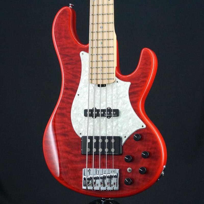 楽器種別：ユーズドEdwards/ユーズド 商品一覧＞＞ベース【65，000円〜135，000円】 商品一覧＞＞エレキベース/その他ベース一般/Edwards 商品一覧＞＞当店のベースは、出荷前に専門スタッフが検品・調整しているので安心です！Edwards USED 中古 E-T-170BD商品説明【お預かり代行販売（委託品）】L'Arc-en-Ciel（ラルク アン シエル）tetsuya氏シグネイチャーモデル本機はキルト・メイプルをトップに配したライト・アッシュ・ボディにSeymour Duncan「SMB-5A」「SJ5」ピックアップ、オリジナル3-Band EQプリアンプを搭載し、ネックもほど良い太さがチョイスされ、出音の図太さに一役買っています。また、リアのハムバッキング・ピックアップは、シリーズ(直列)、パラレル(並列)、シングル・コイルのコイル・タップが切り替え可能ですので、パワフルなサウンドから、クリアでスッとしたJBサウンドまで様々な彩りを施す守備範囲の広さが魅力的です。細かな擦り傷や打痕がございます。トラスロッドは締め方向に固めですが通常調整範囲で余裕があり、ネックコンディションは若干波打ち気味ではございますが現状演奏面に支障なくお使いいただけます。Weight≒4.97kg付属品：汎用ソフトケースイケベカテゴリ_ベース_エレキベース_その他ベース一般_Edwards_ユーズド SW_Edwards_ユーズド JAN:2500030042127 登録日:2026/07/12 エレキベース エドワーズ