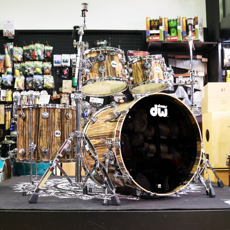 dw Collector's Pure Maple Exotic 5pc Kit [22BD，16FT，12＆10TT] -Royal Ebony Veneer Exotic Wood Finish