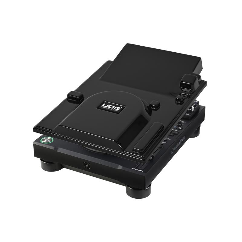 楽器種別：新品UDG/新品 商品一覧＞＞DJ機器【〜10，000円】 商品一覧＞＞DJアクセサリー/DJ機材用カバー/UDG 商品一覧＞＞DJ関連機器担当部門 Power DJ'sは1998年開店　渋谷発・国内最大級のDJ機材専門フロアです。UDG U94130BL AlphaTheta CDJ-3000X Equipment Cover Black (ユーディージー)商品説明★AlphaTheta CDJ-3000Xにフィットする本体保護カバー★【ご注意】※こちらの商品は製作工程上、または運搬の際本体や外装にやむを得ず汚れ、スリキズ、ダメージなど発生する場合がございますが、外見上の問題は「商品の仕様」とご容赦願います。「使用上問題」のあるもの、のみ初期不良品とさせて頂きます。---U94130BL AlphaTheta CDJ-3000X Equipment Coverは、AlphaTheta CDJ-3000X に精密にフィットするよう設計されたプロテクションカバーです。環境に配慮したリサイクル素材を含む超耐久性ABSポリマー製で、フェーダー、ノブ、スイッチや端子を、ほこり、液体、衝撃からしっかりと保護します。カバーを装着したままケーブル接続・通電が可能なため、スタジオや現場での保管に最適です。軽量でコンパクト、フライトケースやソフトケースにも収納でき、持ち運び時のプロテクションとしても活躍します。■主な特徴◎AlphaTheta CDJ-3000X 専用設計◎高光沢ブラックフィニッシュ◎ほこりや液体、衝撃から保護◎環境に配慮したリサイクル素材含有の耐久性ABSポリマー製◎カバー装着中もケーブル接続・通電が可能【主な仕様】カラー : ブラック重量 : 0.6 kg外寸 (W×H×D) : 35.2 x 49.9 x 5.7 cm内寸 (W×H×D) : 34.7 x 49.4 x 5.5 cm※商品写真内の機材は付属しません。※ 商品の仕様、価格並びに付属品などは予告なく変更することがあります。※ お使いのブラウザや環境により実際の商品と色が異なる場合がございます。■初期不良について製造工程で本体や外箱に細かなキズやよごれが残る場合がございます。これらの点は「商品の仕様」とご容赦願います。「使用上問題」のあるもの、のみ初期不良品とさせて頂きます。---※店頭、または通信販売にて売却後、敏速な削除は心掛けておりますが、web上から削除をする際どうしてもタイムラグが発生してしまいます。万が一商品が売切れてしまう場合もございますので予めご了承ください。イケベカテゴリ_DJ機器_DJアクセサリー_DJ機材用カバー_UDG_新品 SW_UDG_新品 JAN:8720908562173 登録日:2026/09/04 ユーディージー