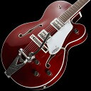 楽器種別：アウトレットエレキギター/GRETSCH 商品一覧＞＞エレキギター/GRETSCH/Hollow Body 商品一覧＞＞エレキギター【205，000円〜390，000円】 商品一覧＞＞当店のギターは、出荷前に専門スタッフが検品・調整しているので安心です！GRETSCH G6119T Players Edition Tennessee Rose【特価】商品説明新品チョイキズ特価品！！人気の高いテネシーローズのリアルサウンドホール搭載モデル！！G6119T Players Edition Tennessee Roseは、パワフルで多彩なサウンド、快適な操作感、そして伝統的な美しさが融合したギターです。新開発のFT-67 Filter’Tronハムバッカーは、Gretschの正統なヴィンテージヴォイシングを再現しつつ、現代の演奏スタイルに合わせてより幅 広いトーンを実現します。このパワフルな2基のピックアップは、オープンでピュアなトップエンド、艶やかなミッドレンジ、力強いローエンド、バランスのとれたハーモニクスを提供し、他の楽器とシームレスに調和するトーンを実現します。1960年代のヴィンテージデザインを踏襲したElectrotoneボディスタイルは、薄めの奥行き、そして従来とは異なるリアルFホールとなります。ブリッジ/ネックピックアップの独立したボリュームコントロール、3ウェイピックアップスイッチング、No-Loadマスタートーンとマスターボリュームなどのコントロールにより、無限のトーンバリエーションを実現します。滑らかなヴィンテージトーンを実現するSqueezeboxコンデンサーや、ボリュームを下げてもギターの明瞭度を損なわない新開発のトレブルブリード回路を搭載しています。24.6インチスケールのメイプルネックには、エッジにロールオフ処理を施したローズウッド指板と22本のミディアムジャンボフレットを配し、スタンダードなUネックシェイプを採用することで、スムーズな演奏を可能にします。Bigsby B6CPヴィブラートテイルピースとAdjusto-Maticブリッジに加え、Graph Tech TUSQ XLナットを採用することで、チューニングの安定性を高めています。Bigsbyテイルピースはストリングスルー仕様で、弦交換が素早くできる他、振動の伝達を高めてサスティンを向上させています。Deep Cherry Stainのウレタンフィニッシュ、ニッケル製Gotohロッキングチューナー、ニッケル製Gアローコントロールノブ、ホワイトバインディングのネック、ボディ、Fホールデザイン、印象的なパーロイドNeo-Classicサムネイルインレイ、ブラックGretschロゴ入りシルバープレキシピックガードなど、Gretschならではのクラシックな仕様でまとめ上げられています。※画像はサンプルとなります。製品の特性上、杢目・色合いは1本1本異なります。商品詳細Edition: Player EditionBody Material: Laminated MapleBody Finish: GlossBracing: ML BracingUpper Bout: 11.563 (294 mm)Lower Bout: 16 (406 mm)Neck: Maple， Standard UNeck Finish: GlossFingerboard: Rosewood， 12 (305 mm)Frets: 22， Medium JumboPosition Inlays: Pearloid Neo-Classic ThumbnailNut (Material/Width): Graph Tech TUSQ XL， 1.6875 (42.86 mm)Tuning Machines: Gotoh LockingScale Length: 24.6 (625 mm)Bridge: Adjusto-Matic with Pinned Ebony BaseTailpiece: Bigsby B6CP String-ThruPickguard: Silver Plexi with Black Gretsch LogoPickup Switching: 3-Position TogglePosition 1. Bridge PickupPosition 2. Bridge and Neck PickupsPosition 3. Neck PickupControls: Volume 1. (Neck Pickup)， Volume 2. (Bridge Pickup)，Master Volume w/ Treble Bleed， Master Tone w/ No-Load PotControl Knobs: G-ArrowHardware Color: ChromeStrings: Nickel Plated Steel (.011-.049 Gauges）ハードケース付属イケベカテゴリ_ギター_エレキギター_GRETSCH_Hollow Body_アウトレット JAN:0717669553999 登録日:2024/01/25 エレキギター グレッチ