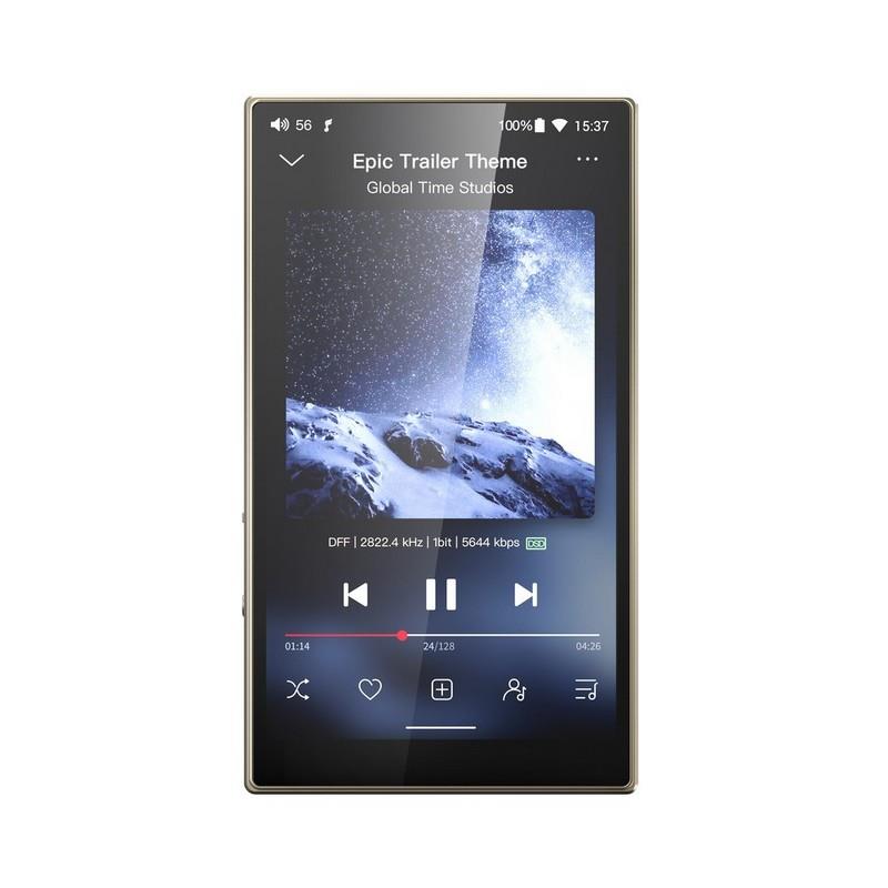 楽器種別：新品FiiO/新品 商品一覧＞＞レコーディング【45，000円〜90，000円】 商品一覧＞＞レコーダー・プレイヤー/プレイヤー/FiiO 商品一覧＞＞パワーレックは、専門スタッフに気軽に相談できる渋谷発のDTM・レコーディング機材専門フロアです。FiiO M21 Titanium Gold (チタニウムゴールド)(フィーオ)(デジタルオーディオプレーヤー)(ポータブルプレイヤー)(Android13搭載)(Bluetooth)(LDAC対応)(DAC)(FIO-M21-G)商品説明【製品の特長】★デジタルオーディオプレーヤーM21は、フラッグシップモデルの伝統を受け継ぎ、エントリークラスの概念を塗り替えます。朝の通勤時はポケットに入れて。帰宅後はデスクで本格オーディオとして。M21はあなたの音楽生活をシームレスに繋ぐデュアルライフスタイル対応のデジタルオーディオプレーヤーです。特許取得済みのデスクトップモードでは、外部電源供給により内蔵バッテリーを保護しながら、驚異の950mW出力を実現。これはポータブルプレーヤーの域を超え、デスクトップオーディオと同等のパフォーマンスです。ハイインピーダンスヘッドホンも余裕で駆動し、音楽の細部までを解き放ちます。●バッテリー保護のスペシャリスト、特許取得済みのデスクトップモードM21は、エントリークラスのFIIO製デジタルオーディオプレーヤーとして、デスクトップモードを初実装しました。デスクトップモードを有効にすると、M21は外部電源からの電源供給でのみ動作します。内蔵バッテリーは充電も放電もされないため、バッテリーを消耗させることなく、電源供給しながらでも安全に使用できます。これによりバッテリー寿命を延ばし、長期間にわたって性能劣化を防止。デスクで長時間使用しても、ポータブルでの使用時間に影響しません●ポータブルとデスクトップ、モード選択でパフォーマンスが飛躍的に向上ポータブルモードでは標準電圧で動作する一方、デスクトップモードでは高電圧動作が可能な「スーパーハイゲイン」を選択可能となります。このモードでは21Vpp（300Ω）のピーク駆動電圧と950mW（32Ω）のデスクトップクラスの強力な出力を実現し、より幅広いイヤホンやヘッドホンに適応します。●シーラスロジック製「CS43198」×4基採用の4wayフルバランスアーキテクチャ4つのDACチップを搭載した8チャンネルのフルバランス設計により、クラスを越えたダイナミックパフォーマンスと高いノイズ耐性を実現し、ヘッドホンのポテンシャルを余すことなく引き出します。ヘッドホンアンプ部には2段回路設計を採用し、第1段は電圧増幅、第2段は電流増幅を担います。これにより、よりピュアで豊かなディテールを備えたサウンドを実現します。上位機種並みの緻密で豊かな音場と情報量によりお手持ちのヘッドホンの実力を最大限に引き出し、これまで聴こえなかった音楽の細部まで楽しめます。●多彩な接続性と拡張性お手持ちの機器との柔軟な接続が可能。幅広い互換性により、オーディオシステムの中心として長く活躍します。・アナログ出力3.5mmシングル＋4.4mmバランスヘッドホン出力：各種イヤホンやヘッドホンと接続します。3.5mmシングル＋4.4mmバランスライン出力：独立したライン専用アンプ回路を搭載し、アクティブスピーカーやアンプと接続可能です。・デジタル出力SPDIF出力：プロ機器に匹敵する低ジッター同軸出力で、外部の高級オーディオDACに接続した際に高いパフォーマンスを実現します。USBオーディオ出力：外部オーディオDACと接続し、ストリーミングジュークボックスとして活用する事が可能です。●真の品質を内側から外側までフルアルミニウム合金ボディにAGフロストガラスの背面パネルを採用し、繊細な質感と快適なグリップを実現。画面には撥油コーティングを施しているため、指紋や汚れが付きにくく、スムーズなタッチ操作を実現します。美しさが長く続く高品質素材で、毎日の使用を心地よく演出します。●15時間の連続再生可能な長時間バッテリー搭載M21の4000mAh高電圧バッテリーは、最大15時間の超ロングバッテリー駆動時間を実現。通勤や旅行中の長時間リスニングにも難なく対応し、音楽の世界に浸ることができます。また、20W PD急速充電にも対応しているので、ちょっとした休憩時間に素早くバッテリーを充電することも可能です。※データはFIIO Labsによるテストに基づいたものです。実際のバッテリー駆動時間は環境や状況により異なる場合があります※POWER IN充電端子のみがPD急速充電をサポートします●エントリークラスの新しいベンチマークとなるフラッグシップSoCクアルコム製「Snapdragon 680」は、同クラスのプレーヤーが採用するSoCよりも優れたパフォーマンスと低消費電力を誇り、Android13でスムーズな体験を提供します。●デジタルとアナログのパーティションシールドデジタルモジュールとアナログアンプモジュールはそれぞれ独立配置し、それぞれがシールドカバーによって分離されています。これにより信号のクロストークがさらに低減されるだけでなく、効率的な放熱も可能にし、よりピュアなサウンドを実現します。●フラッグシップグレードの電源レイアウトデジタル回路とアナログ回路にはそれぞれ独立した電源回路が設けられており、両者間のクロストークを効果的に低減します。その結果、より高精度なデジタル処理、よりピュアなアナログ出力、そして駆動力の向上が実現します。アナログ回路はさらに細分化され、DACやヘッドホンアンプなどのコンポーネントには複数の独立した電源が供給されます。このクリーンで堅牢な電源供給により、ダイナミックレンジが拡大し、オーディオのディテールをより精緻に再現し、より洗練された自然なサウンドを実現します。●より良い音のためだけのハイエンドクラスのマテリアルM21のオーディオ回路には、高精度のフィルム抵抗と低温ドリフトコンデンサーを採用し、洗練された安定した音質を実現しています。特に左右チャンネルの一貫性、そして全周波数帯域における優れた音質を実現しています。さらに、DACやヘッドホンアンプなどの精密回路には、10個以上の低インピーダンス・大容量タンタルコンデンサーを搭載。これらにより、豊富なエネルギーと堅牢な電源供給が実現し、よりパワフルでダイナミックなサウンドを実現します。●第5世代FPGA＋デュアルカスタムフェムトクロックFIIOはM21のために専用のカスタム水晶発振器を開発しました。フェムト秒レベルの基準を満たすよう厳選されたこの水晶発振器は、出力の一貫性と安定性を確保します。高精度で低ジッターな統合クロックソースにより、PCMおよびDSDオーディオを様々なサンプリングレートで確実にマッチングさせ、デジタルオーディオ信号を精確に再現します。音の輪郭がぼやけることなく、原音に忠実な再現性を実現。アーティストが意図したままの音楽をお楽しみいただけます。●さまざまな機能MQAx8対応LDAC対応Bluetooth送受信機能5つの動作モード・Android モード・Pure Musicモード・AirPlay・USB DACモード・Bluetooth受信モードカスタマイズ可能な多機能キーRGBパルスライト【製品の仕様】SoC Snapdragon 680ディスプレイ 4.7インチ（1334×750）フルラミネートスクリーンDACチップ CS43198×4対応サンプリングレート データ再生、USB DAC、同軸出力：384kHz／32bit、DSD256USB出力：768kHz／32bit、DSD512(Native)ヘッドホンアンプ OPA1692×2＋SGM8262-2×2USBポート USB3.0 Type-C (データ通信、充電) / 独立給電用USB Type-Cアナログ出力端子 シングルエンドライン出力兼用3.5mmヘッドホン端子バランスライン出力兼用4.4mmヘッドホン端子デジタル出力端子 3.5mm4極S/PDIF出力(3.5mmヘッドホン出力と排他）USB3.0 Type-C対応インピーダンス 8〜350Ω 最大出力（Super High Gainモード時） バランス：950mW (32Ω，THD+N1%)バランス：185mW (300Ω，THD+N1%)アンバランス：405mW (32Ω，THD+N1%)アンバランス：45mW (300Ω，THD+N1%)Bluetooth Ver.5.0対応コーデック 送信：SBC/AAC/aptX/aptX HD/LHDC/LDAC受信：SBC/AAC/LDACS/N比（Super High Gainモード時） バランス：126dB以上(A-weighted)シングル：124dB以上(A-weighted)ノイズフロア（Super High Gainモード時） バランス：2.7μV未満(A-weighted)シングル：2μV未満(A-weighted)出力インピーダンス バランス：1.5Ω以下シングル：1Ω以下THD+N（Super High Gainモード時） バランス：0.0005%（1kHz/-6dB@32Ω）シングル：0.0003%（1kHz/-6dB@32Ω）電池容量 4000mAhリチウムポリマーバッテリー持続時間 バランス：約12.5時間シングル：約15時間ストレージ容量 64GB（52GB使用可能）外部ストレージ対応 microSDカード (最大2TBまで対応)寸法、重量 約68x121x17mm、約193g付属品 強化フィルムスクリーンプロテクター（貼付済み）保護ケースUSBケーブル保証書クイックスタートガイドイケベカテゴリ_レコーディング_レコーダー・プレイヤー_プレイヤー_FiiO_新品 SW_FiiO_新品 JAN:4562314020212 登録日:2026/08/06 フィーオ