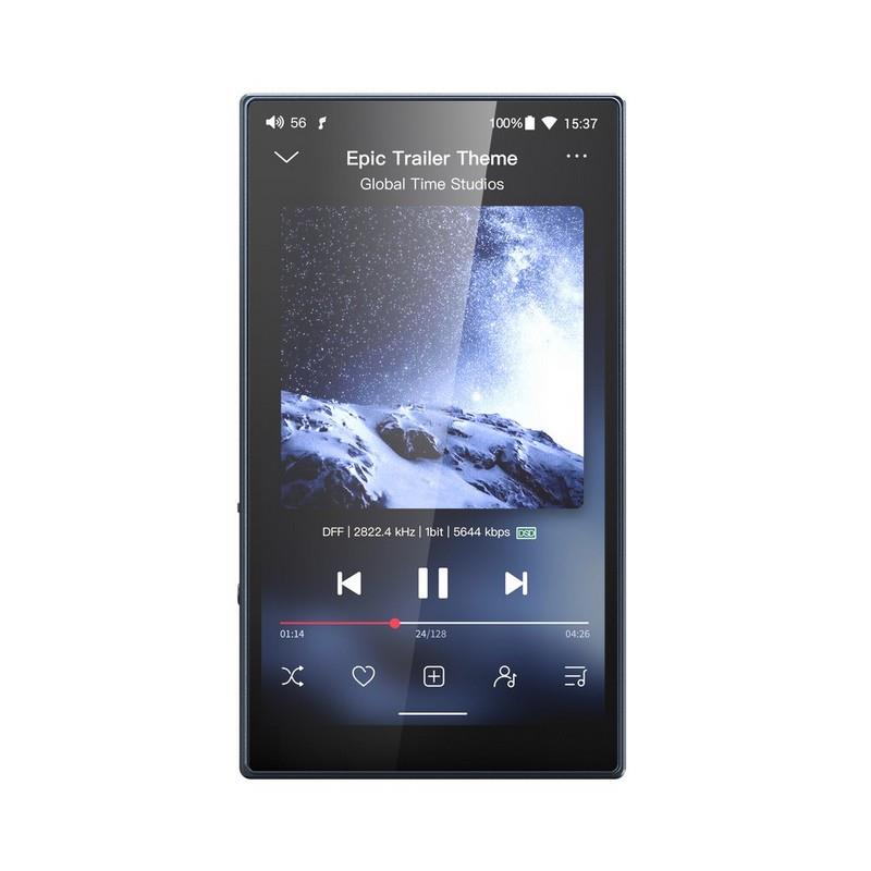 楽器種別：新品FiiO/新品 商品一覧＞＞レコーディング【45，000円〜90，000円】 商品一覧＞＞レコーダー・プレイヤー/プレイヤー/FiiO 商品一覧＞＞パワーレックは、専門スタッフに気軽に相談できる渋谷発のDTM・レコーディング機材専門フロアです。FiiO M21 Dark Blue (ダークブルー)(フィーオ)(デジタルオーディオプレーヤー)(ポータブルプレイヤー)(Android13搭載)(Bluetooth)(LDAC対応)(DAC)(FIO-M21-L)商品説明【製品の特長】★デジタルオーディオプレーヤーM21は、フラッグシップモデルの伝統を受け継ぎ、エントリークラスの概念を塗り替えます。朝の通勤時はポケットに入れて。帰宅後はデスクで本格オーディオとして。M21はあなたの音楽生活をシームレスに繋ぐデュアルライフスタイル対応のデジタルオーディオプレーヤーです。特許取得済みのデスクトップモードでは、外部電源供給により内蔵バッテリーを保護しながら、驚異の950mW出力を実現。これはポータブルプレーヤーの域を超え、デスクトップオーディオと同等のパフォーマンスです。ハイインピーダンスヘッドホンも余裕で駆動し、音楽の細部までを解き放ちます。●バッテリー保護のスペシャリスト、特許取得済みのデスクトップモードM21は、エントリークラスのFIIO製デジタルオーディオプレーヤーとして、デスクトップモードを初実装しました。デスクトップモードを有効にすると、M21は外部電源からの電源供給でのみ動作します。内蔵バッテリーは充電も放電もされないため、バッテリーを消耗させることなく、電源供給しながらでも安全に使用できます。これによりバッテリー寿命を延ばし、長期間にわたって性能劣化を防止。デスクで長時間使用しても、ポータブルでの使用時間に影響しません●ポータブルとデスクトップ、モード選択でパフォーマンスが飛躍的に向上ポータブルモードでは標準電圧で動作する一方、デスクトップモードでは高電圧動作が可能な「スーパーハイゲイン」を選択可能となります。このモードでは21Vpp（300Ω）のピーク駆動電圧と950mW（32Ω）のデスクトップクラスの強力な出力を実現し、より幅広いイヤホンやヘッドホンに適応します。●シーラスロジック製「CS43198」×4基採用の4wayフルバランスアーキテクチャ4つのDACチップを搭載した8チャンネルのフルバランス設計により、クラスを越えたダイナミックパフォーマンスと高いノイズ耐性を実現し、ヘッドホンのポテンシャルを余すことなく引き出します。ヘッドホンアンプ部には2段回路設計を採用し、第1段は電圧増幅、第2段は電流増幅を担います。これにより、よりピュアで豊かなディテールを備えたサウンドを実現します。上位機種並みの緻密で豊かな音場と情報量によりお手持ちのヘッドホンの実力を最大限に引き出し、これまで聴こえなかった音楽の細部まで楽しめます。●多彩な接続性と拡張性お手持ちの機器との柔軟な接続が可能。幅広い互換性により、オーディオシステムの中心として長く活躍します。・アナログ出力3.5mmシングル＋4.4mmバランスヘッドホン出力：各種イヤホンやヘッドホンと接続します。3.5mmシングル＋4.4mmバランスライン出力：独立したライン専用アンプ回路を搭載し、アクティブスピーカーやアンプと接続可能です。・デジタル出力SPDIF出力：プロ機器に匹敵する低ジッター同軸出力で、外部の高級オーディオDACに接続した際に高いパフォーマンスを実現します。USBオーディオ出力：外部オーディオDACと接続し、ストリーミングジュークボックスとして活用する事が可能です。●真の品質を内側から外側までフルアルミニウム合金ボディにAGフロストガラスの背面パネルを採用し、繊細な質感と快適なグリップを実現。画面には撥油コーティングを施しているため、指紋や汚れが付きにくく、スムーズなタッチ操作を実現します。美しさが長く続く高品質素材で、毎日の使用を心地よく演出します。●15時間の連続再生可能な長時間バッテリー搭載M21の4000mAh高電圧バッテリーは、最大15時間の超ロングバッテリー駆動時間を実現。通勤や旅行中の長時間リスニングにも難なく対応し、音楽の世界に浸ることができます。また、20W PD急速充電にも対応しているので、ちょっとした休憩時間に素早くバッテリーを充電することも可能です。※データはFIIO Labsによるテストに基づいたものです。実際のバッテリー駆動時間は環境や状況により異なる場合があります※POWER IN充電端子のみがPD急速充電をサポートします●エントリークラスの新しいベンチマークとなるフラッグシップSoCクアルコム製「Snapdragon 680」は、同クラスのプレーヤーが採用するSoCよりも優れたパフォーマンスと低消費電力を誇り、Android13でスムーズな体験を提供します。●デジタルとアナログのパーティションシールドデジタルモジュールとアナログアンプモジュールはそれぞれ独立配置し、それぞれがシールドカバーによって分離されています。これにより信号のクロストークがさらに低減されるだけでなく、効率的な放熱も可能にし、よりピュアなサウンドを実現します。●フラッグシップグレードの電源レイアウトデジタル回路とアナログ回路にはそれぞれ独立した電源回路が設けられており、両者間のクロストークを効果的に低減します。その結果、より高精度なデジタル処理、よりピュアなアナログ出力、そして駆動力の向上が実現します。アナログ回路はさらに細分化され、DACやヘッドホンアンプなどのコンポーネントには複数の独立した電源が供給されます。このクリーンで堅牢な電源供給により、ダイナミックレンジが拡大し、オーディオのディテールをより精緻に再現し、より洗練された自然なサウンドを実現します。●より良い音のためだけのハイエンドクラスのマテリアルM21のオーディオ回路には、高精度のフィルム抵抗と低温ドリフトコンデンサーを採用し、洗練された安定した音質を実現しています。特に左右チャンネルの一貫性、そして全周波数帯域における優れた音質を実現しています。さらに、DACやヘッドホンアンプなどの精密回路には、10個以上の低インピーダンス・大容量タンタルコンデンサーを搭載。これらにより、豊富なエネルギーと堅牢な電源供給が実現し、よりパワフルでダイナミックなサウンドを実現します。●第5世代FPGA＋デュアルカスタムフェムトクロックFIIOはM21のために専用のカスタム水晶発振器を開発しました。フェムト秒レベルの基準を満たすよう厳選されたこの水晶発振器は、出力の一貫性と安定性を確保します。高精度で低ジッターな統合クロックソースにより、PCMおよびDSDオーディオを様々なサンプリングレートで確実にマッチングさせ、デジタルオーディオ信号を精確に再現します。音の輪郭がぼやけることなく、原音に忠実な再現性を実現。アーティストが意図したままの音楽をお楽しみいただけます。●さまざまな機能MQAx8対応LDAC対応Bluetooth送受信機能5つの動作モード・Android モード・Pure Musicモード・AirPlay・USB DACモード・Bluetooth受信モードカスタマイズ可能な多機能キーRGBパルスライト【製品の仕様】SoC Snapdragon 680ディスプレイ 4.7インチ（1334×750）フルラミネートスクリーンDACチップ CS43198×4対応サンプリングレート データ再生、USB DAC、同軸出力：384kHz／32bit、DSD256USB出力：768kHz／32bit、DSD512(Native)ヘッドホンアンプ OPA1692×2＋SGM8262-2×2USBポート USB3.0 Type-C (データ通信、充電) / 独立給電用USB Type-Cアナログ出力端子 シングルエンドライン出力兼用3.5mmヘッドホン端子バランスライン出力兼用4.4mmヘッドホン端子デジタル出力端子 3.5mm4極S/PDIF出力(3.5mmヘッドホン出力と排他）USB3.0 Type-C対応インピーダンス 8〜350Ω 最大出力（Super High Gainモード時） バランス：950mW (32Ω，THD+N1%)バランス：185mW (300Ω，THD+N1%)アンバランス：405mW (32Ω，THD+N1%)アンバランス：45mW (300Ω，THD+N1%)Bluetooth Ver.5.0対応コーデック 送信：SBC/AAC/aptX/aptX HD/LHDC/LDAC受信：SBC/AAC/LDACS/N比（Super High Gainモード時） バランス：126dB以上(A-weighted)シングル：124dB以上(A-weighted)ノイズフロア（Super High Gainモード時） バランス：2.7μV未満(A-weighted)シングル：2μV未満(A-weighted)出力インピーダンス バランス：1.5Ω以下シングル：1Ω以下THD+N（Super High Gainモード時） バランス：0.0005%（1kHz/-6dB@32Ω）シングル：0.0003%（1kHz/-6dB@32Ω）電池容量 4000mAhリチウムポリマーバッテリー持続時間 バランス：約12.5時間シングル：約15時間ストレージ容量 64GB（52GB使用可能）外部ストレージ対応 microSDカード (最大2TBまで対応)寸法、重量 約68x121x17mm、約193g付属品 強化フィルムスクリーンプロテクター（貼付済み）保護ケースUSBケーブル保証書クイックスタートガイドイケベカテゴリ_レコーディング_レコーダー・プレイヤー_プレイヤー_FiiO_新品 SW_FiiO_新品 JAN:4562314020205 登録日:2026/08/06 フィーオ
