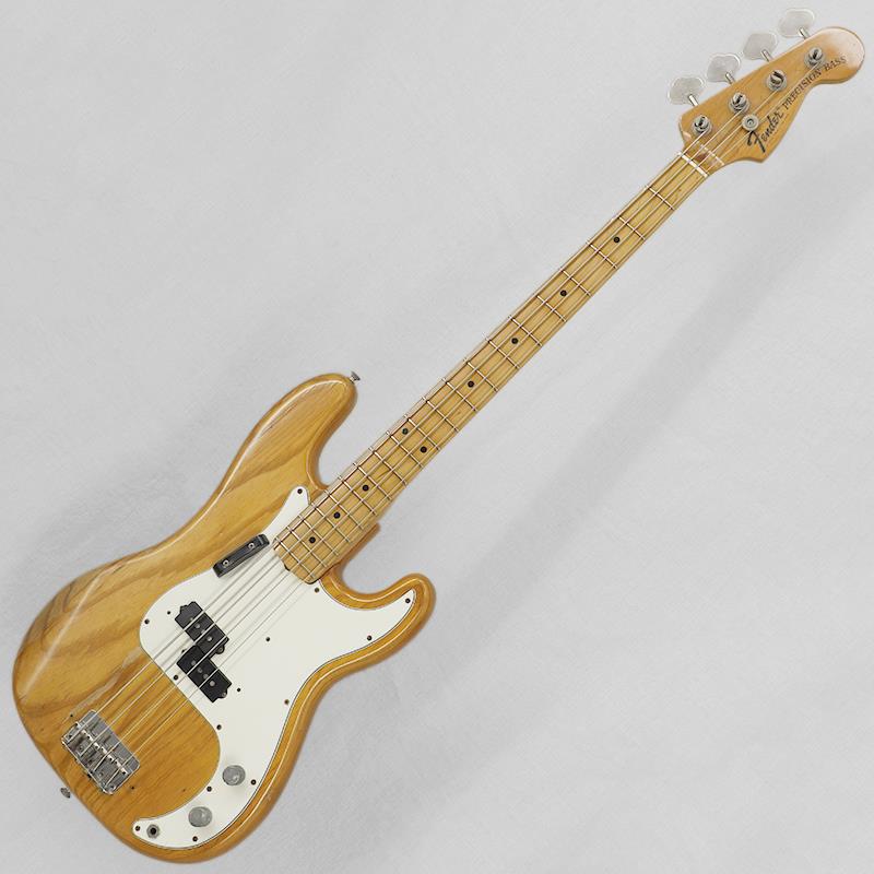 楽器種別：ヴィンテージFender USA/Others 商品一覧＞＞Fender USA/ユーズド 商品一覧＞＞ベース【380，000円〜710，000円】 商品一覧＞＞エレキベース/プレシジョンベースタイプ・PBタイプ/Fender USA 商品一覧＞＞当店のベースは、出荷前に専門スタッフが検品・調整しているので安心です！Fender USA VINTAGE Precision Bass '75 Natural/M商品説明Fender（フェンダー）社初のソリッドボディエレクトリックベース『Precision Bass（プレシジョンベース）』は1951年に誕生し発売されました。プレシジョンベースの成功を受け後年に発売される『Jazz Bass（ジャズベース）』とともに、今もミュージックシーンに影響を与え続けております。今回入荷は1975年頃出荷、アッシュボディ／ナチュラルカラーのプレシジョンベースです。【ボディ】全体重量は約4.5kg。ボディ材はアッシュ。木目の美しさを際立たせるナチュラルカラーを採用しております。全体的にウェザーチェック、クリアのトップコートの経年劣化による塗装剥げ部分、打痕、コントロールノブ等の金属パーツのくすみ等がみられ、比較的きれいながらもオールド楽器らしい雰囲気の良いコンディションとなっております。ピックガード中央部の止めねじは折れていて現在は機能しておりません。その他金属カバー類は欠品しております。【ネック】ネック材はメイプル1ピース。ヘッドトップを中心にウェザーチェック、金属パーツのくすみはみられますが、リフレットの際に指板面およびネック裏を再塗装しているおかげで、きれいなコンディションをキープしております。チューナーは巻きの固さに若干のバラつきはみられるものの、しっかりと機能します。フレット／ナットは当店にて交換済み、PLEKマシーンによるすり合わせ調整済みで素晴らしいプレイアビリティを誇ります。ヘッド厚13.6mm。ナット幅は41.0mmのBネック仕様。比較的がっしりとしたネックシェイプが特徴です。【電装系】コントロールは1ピックアップ仕様のシンプルな【マスターボリューム／マスタートーン】となります。ピックアップを含むコントロール系パーツは当時のコンディションをしっかりキープしております。アッシュボディ期のプレベらしいタイトで芯のある低音、前に出てくる中域が心地よく、バンドアンサンブルの中で埋もれない存在感を発揮します。トーンを絞れば太く粘りのあるサウンド、全開では70年代らしいブライトで歯切れの良いトーンが得られ、この時期のプレベの使用アーティストをみてもおわかりのとおり、幅広いジャンルで使いやすい一本に仕上がっております。付属品：Fenderモールドハードケース商品詳細Weight：4.5kgBody Material：White Ash 2 pieceNeck Material／Scale Length：Maple 1 piece／864.0mm（34inch）Fingerboard／Fret Marker／Maple 1 piece／Black dot／184.15mm（7.25inch）Nut Width／Fret Size：41.0mm（replaced）／2.8mm（replaced）， 20 FretNeck Thickness（1F／7F／12F）：21.8mm／24.1mm／24.8mmCapacitor：Dilectron CircleD 100VPickup：Fender Precision Bass Split Pickup Gray Bobbin（10.7kΩ）※ピックアップの直流抵抗値はコントロール部を通した計測となります-------Heartman Vintage Guitarsは池部楽器店のヴィンテージ・ギター＆ベースの専門店です-------イケベカテゴリ_ベース_エレキベース_プレシジョンベースタイプ・PBタイプ_Fender USA_Others_ユーズド SW_Fender USA_ユーズド 登録日:2026/09/05 エレキベース フェンダー ふぇんだー フェンダーUSA FenderUSA