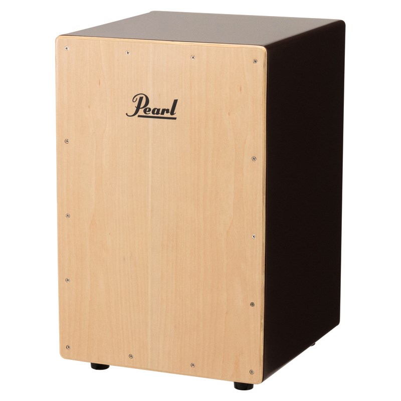 楽器種別：新品Pearl/新品 商品一覧＞＞パーカッション【5，000円〜20，000円】 商品一覧＞＞カホン/Pearl 商品一覧＞＞安心してお買い物頂けるよう、小物楽器もカホンも丁寧梱包でお届けします！Pearl PCJ-CVC/SC #BR [Color Box Cajon / Brown]【限定品！ソフトケース付属】商品説明限定品 / カラー・ボックス・カホン ソフトケース付【ポップなカラーを施した、シンプルなボックス・カホン！】打面はメイプルプライで、低音が出しやすく堅すぎない素材を採用。まわりの面はソリッドなMDF（ファイバーボードの一種）材を採用し、調節不要のスナッピータイプなのでビギナーの方でも扱い易く、非常に鳴らしやすい構造となっております。こちらはスタンダード・サイズで、ポップなカラーが印象的なモデルです。運搬に便利な、ソフトケースが付属しております。＜スタンダード＞品番： PCJ-CVC/SCサイズ：455(H)x300(W)x300(D)mmカラー：#BR (BROWN)　　打面材：メイプルプライボディ材：MDF響き線：スナッピータイプ 付属品：ソフトケースイケベカテゴリ_パーカッション_カホン_Pearl_新品 SW_Pearl_新品 JAN:4549312089014 登録日:2020/07/13 カホン パーカッション パール