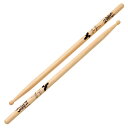 楽器種別：新品スティック/Zildjian 商品一覧＞＞スティック【〜5，000円】 商品一覧＞＞安心してお買い物頂けるよう、スネアもシンバルも丁寧梱包でお届けします！Zildjian LAZLZASTH [Artist Series / Taylor Hawkins Signature Model]商品説明[Artist Series / Taylor Hawkins Signature Model]5Bモデルベースのロックモデル。5Bより長く、大き目のラウンドチップを採用。テーラー・ホーキンズのタトゥーと同じホーク（鷹）をデザイン商品詳細材質：ヒッコリー全長：403mm径：15.2mmチップ：ウッドフィニッシュ：ナチュラルイケベカテゴリ_ドラム_スティック_Zildjian_新品 JAN:0642388318720 登録日:2021/10/15 スティック ドラムスティック ジルジャン