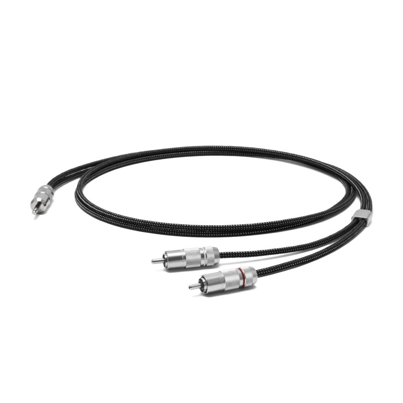 楽器種別：新品Oyaide/新品 商品一覧＞＞レコーディング【5，000円〜20，000円】 商品一覧＞＞ケーブル・変換プラグ/その他・オーディオケーブル/Oyaide 商品一覧＞＞パワーレックは、専門スタッフに気軽に相談できる渋谷発のDTM・レコーディング機材専門フロアです。Oyaide HPSC-35R/1.3m　(3.5ステレオミニ-RCAケーブル)商品説明★HPSCシリーズに待望の3.5ステレオミニ・RCAケーブル登場！●概要ポータブル/デスクトップオーディオの発展とともに、PCやハイレゾプレーヤー、スマートフォンをオーディオ機器に接続する3.5ステレオミニ-RCAケーブルの需要は年々高まっています。 オヤイデ電気ではこれらのニーズをいち早く察知し、我々の持つケーブルテクノロジーを結集したHPC-35Rを2009年に製品化、数多くのオーディオファイルに喝采をもって受け入れられました。 時代は進み、ワイヤレス環境が隆盛をみせはじめている現在でも、ハイビット・ハイレートの音源をより良い音で楽しむためのケーブル需要は多く、この熱烈な声にオヤイデ電気はHPC-35Rを全面的にリニューアルした、「HPSC-35R」という新製品で応えます。 信号およびシールド導体は、オヤイデ電気が生み出した精密導体102 SSCを採用。 繊細な高域からパワフルな低域まで、音声信号を淀みなく忠実に伝送します。 さらにクッション性と静電気抑制効果のある100％ピュアシルク介在と100％ピュアシルクジャケットが、振動や静電気に起因するノイズを大幅に低減。 高級感あふれるモザイク調のケーブルカラーは、どのようなオーディオ機器にもマッチします。 「HPSC-35R」のために専用設計、銀/ロジウムにメッキされた3.5ステレオミニプラグ・RCAプラグは、日本国内の熟練職 人の手で、音響専用はんだ「SS-47」を用いて丁寧にはんだ付けされました。 ケーブルからプラグまで、全てに贅を尽くしたプレミ アムな3.5ステレオミニ-RCAケーブル「HPSC-35R」の登場です。●特徴「HPSC-35R」のキーテクノロジーは精密導体102 SSCとシルクにあります。ケーブル導体には、前モデルのPCOCC-A導体に代わり精密導体102 SSCを採用。精密導体102 SSCはオヤイデ電気が生み出したハイエンドオーディオケーブル用導体で、すでに全世界で高い評価を得ています。導体構成は耐屈曲性に優れた7/7/0.089ロープ撚りで、その太さは余裕の0.3スケア。繊細な高域からパワフルな低域まで、デリケートなヘッドホン出力を淀みなく忠実に伝送します。シールドにも精密導体102 SSCを採用し、柔軟性に優れたスパイラルシールドとしました。介在物には、クッション性と静電気の抑制効果のあるシルク介在を採用。さらにケーブル外装にも シルクジャケットを被覆。これらの相乗効果により柔軟性を損なうことなくタッチノイズを大幅に低減しました。ホワイトとブラックによるモザイク調のシックなケーブルカラーは、どのようなヘッドホンにも違和感なくマッチングします。これからのヘッドホン市場をリードするHPSC Series。ヘッドホンケーブルの新時代の幕開けです。●精密導体 102 SSCHPSC SeriesはHPC Seriesに代わる新シリーズです。そのキーテクノロジーは精密導体102 SSCとシルクにあります。ケーブル導体には、PCOCC-Aに代わる新素材として精密導体102 SSCを採用。ハイエンドオーディオケーブルとして、オヤイデ電気が生み出した 精密導体 102 SSC は、すでに全世界で高い評価を得ていますが、ヘッドホンケーブルへの採用は、これが初となります。導体構成は耐屈曲性に優れた7/7/0.089ロープ撚りで、その太さは余裕の0.3スケア。繊細な高域からパワフルな低域まで、デリケートなヘッドホン出力を淀みなく忠実に伝送します。シールドにも精密導体102 SSCを採用し、柔軟性に優れたスパイラルシールドとしました。●ピュアシルクフィラメント介在には、低静電容量で静電気を帯電しない100％ピュアシルクフィラメントを採用。ケーブル内に信号が流れると微弱振動が発生し、静電気を帯電している物質はその振動によりコロナ放電をします。この問題を解決するために、シルクフィラメントをマウント。さらにケーブルの外装にも100％ピュアシルクジャケットを被覆。これらの相乗効果により柔軟性を損なうことなくノイズを大幅に低減しました。ホワイトとブラックによるモザイク調のシックなケーブルカラーは、どのようなヘッドホンにも違和感なくマッチングします。●オリジナル端末コネクター独自のアイデンティティを与えるために専用設計されたプラグ類。金属部の材質は、欧州RoHS指令をクリアした真鍮を採用。信号伝送の要ともいうべき接点部分には、1.5μ厚の銀メッキをダイレクトに施し、さらに0.3μ厚のロジウムメッキを表面に施しました。これは接点の腐食を防ぐとともに、伝送特性の向上に寄与します。外郭のアウターシェルにも、オヤイデ電気のクラフトマンシップが反映されています。NCマシンニングにより1つ1つ丁寧に切削加工がおこなわれ、精密にローレットを刻んだのち、仕上げにはカメラのレンズと同様にベリクロームメッキがなされています。また、これらのプラグ類はオーディオ専用ハンダSS-47によってケーブルと接合されています。ディティールにまで美意識を注ぎ、極上のクオリティを創造すること。この姿勢こそがオヤイデ電気の脈々と続くであろうテーマです。すべてのち密かつ丁寧な仕上げには、日本ならではのクラフトマンシップの神髄が宿ります。●音響専用ハンダSS-47配線のハンダ付けには、オヤイデ電気オリジナルの音響専用ハンダSS-47を使用。通常のはんだはコスト面から錫の純度が99.9％（3N)程度です。SS-47はさらに純度を上げ不純物を極限まで排し、実に99.993％(4N)以上という高純度錫を採用。また導電率の向上、はんだの食われ防止を目的とし、銀、銅を配合しました。しかも通常の合金はんだの場合、銀の配合比は3〜3.5％ですがSS-47はなんと4.7％という物量を惜しげもなく投入。さらに、金属の中でも銀の次に導電率の高い銅を1.7％配合。この配合比により導電率は飛躍的に向上し、共晶点217度に設定することに成功。勿論これらの配合比は、数値的なデータと作業性だけで判断したわけではありません。 オーディオ用ハンダと銘を打つには、音質が最優先されてしかるべきと考えます。 さまざまな配合比のプロトモデルを幾度とないヒヤリングテストにより生み出されたのがSS-47なのです。■製品仕様・品名:HPSC-35R・ケーブル:HPSC-22W（102 SSC）（7/7/0.089）・シールド:102 SSC（78/0.089）・絶縁体/シース:TPE・外装:100％ピュアシルク・プラグ:ステレオミニプラグ・RCAプラグ　専用設計品（銀+ロジウムメッキ）・その他:オリジナル無鉛銀はんだ「SS-47」イケベカテゴリ_レコーディング_ケーブル・変換プラグ_その他・オーディオケーブル_Oyaide_新品 SW_Oyaide_新品 JAN:4582387102431 登録日:2017/01/30 ケーブル オヤイデ 小柳出 オヤイデ電気