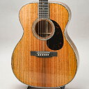 楽器種別：新品アコースティックギター/MARTIN 商品一覧＞＞アコースティックギター/MARTIN/Custom Shop 商品一覧＞＞アコースティックギター【1，365，000円〜2，545，000円】 商品一覧＞＞アコギ買うなら、当店で！出荷前の検品・調整はもちろん、丁寧梱包でお届けします！MARTIN CTM 000-42 K2 All Hawaiian Koa -Factory Wood Selection Custom Model-商品説明-Factory Wood Selection Custom Model-　"極上ウッドマテリアル"気品ある"さざなみ杢"が美しい逸品。厳選のファクトリー選定材にて製作。カスタムショップの技巧が光る 000-42K2 All Hawaiian Koa Model★ファクトリー現地選定材による極上ウッドマテリアル★ささなみ杢の美しいオールハワイアンコアボディ★ヨーロピアンフレイムドメイプルウッドバインディングによる品格漂うディテール★美麗なオルタネイティブトーチヘッドストック＆スノーフレークポジションマーク、ボディパフリング＆ロゼットのインレイワーク★オールコアならではの温もり感溢れる美しい音色000-オーディトリアムサイズ-のStyle42は、エリック・クラプトン等の使用でも良く知られるところ。ドレッドノートより一回り小振りな美しいフォルムを持ったボディサイズに美麗なインレイ、パフリングが施されたラグジュアリーなスタイル。こちらは、ウッドマテリアルをオールハワイアンコアにてアレンジしたいわゆる"K2"モデル。本器は、マーティンファクトリーに専任スタッフがおもむき、現地にてカスタムショップスタッフと共に入念に、厳選に厳選を重ねセレクトされた"極上材"にて製作。美しい"さざなみ杢"の浮かび上がる美麗なコア材とフレイムメイプルバインディングのマッチングによる格調高いディテール感が素晴らしい。ヘッドに燦然と輝く"オルタネイティブトーチインレイ"が本器のスペシャリティを一際印象付けている・・・いざ出音を紡げば・・・上質なハワイアンコアならではの温かい音色に包まれ、時間を忘れてじっくり弾き続けてしまう・・・厚みのあるミッドレンジと絶妙な輪郭感を伴ったそのサウンドは、K2スペックだからこそ堪能出来るものである。ローオーバル＆PAテーパー(パフォーミングアーティストテーパー）のネックグリップによる高いプレイアビリティは、様々な演奏スタイルに追従し、プレイヤーから素晴らしい演奏を引き出してくれるであろう。マーティンカスタムショップによる高い技術力が引き出す希少なハワイアンコアウッドの魅力・・・現地に赴いた弊社スタッフとカスタムショップスタッフの熱いフレンドシップも併せてのせたディテール・・・素晴らしいマテリアルと音色・・・そして心意気が光る逸品。この機会に是非。◆ハードケース付属商品詳細-SPEC-Top Material: Highly Flamed KoaBracing Material， Top: Sitka Spruce　X Brace - ScallopedBack and Side Material: Highly Flamed KoaBinding Material: European Flamed MapleRosette Style: Style 45 Black Maple fiberBridge Style: Modern Belly Neck Material: 12/4 Genuine Mahogany Neck Profile: Modified Low OvalNeck Taper: High Performance TaperTuning Machines: Gotoh Gold Butterbean Knobs(1D-CFM/G)Vintage Open Gear Fingerboard Material: Black Ebony Fingerboard Inlay: Style 45 SnowFlake(Long)Fingerboard Width at Nut:1 3/4Fingerboard Width at12th Fret: 2 1/8String Spacing:2 5/32Scale Length:24.9Headplate:Highly Flamed KoaHead Inlay:Alternate TorchFinish Type: Standard Finish Package: Gloss Body w/ Gloss NeckTop Color: ClearElectronics: Noneイケベカテゴリ_アコースティック／エレアコギター_アコースティックギター_MARTIN_Custom Shop_新品 JAN:2500020026076 登録日:2023/11/01 マーチン マーティン