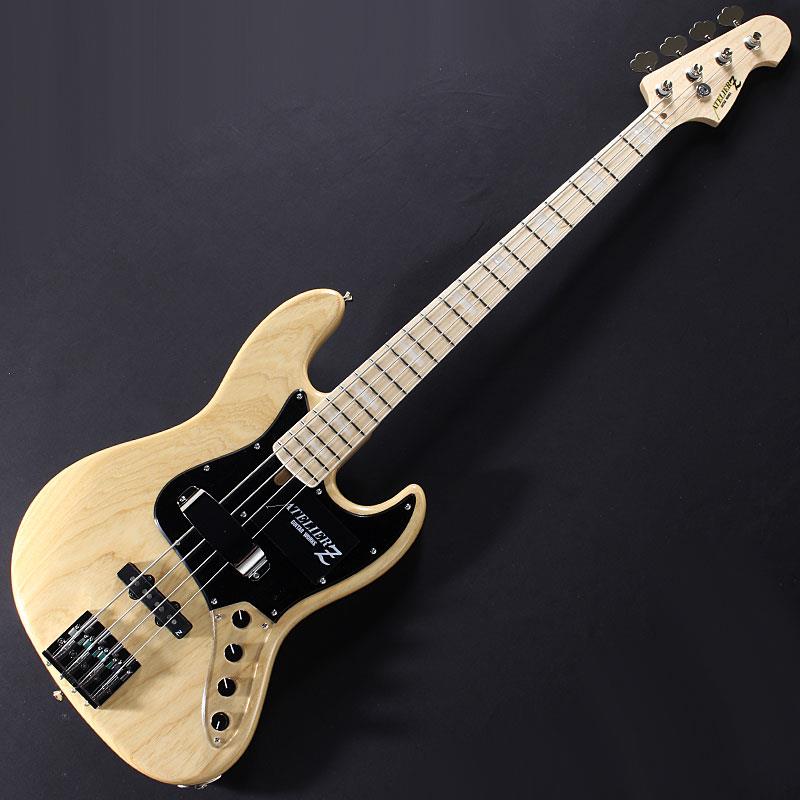 楽器種別：新品ATELIER Z/M Models 商品一覧＞＞ATELIER Z/新品 商品一覧＞＞ベース【240，000円〜460，000円】 商品一覧＞＞エレキベース/JBタイプ/ATELIER Z 商品一覧＞＞当店のベースは、出荷前に専門スタッフが検品・調整しているので安心です！ATELIER Z M#245 Custom (N/M/BLK 1P Pickguard) 【 × IKEBEオリジナルポーチプレゼント】商品説明【Atelier Z × IKEBEオリジナルポーチプレゼント】Atelier Z × IKEBE コラボレーションによるオリジナルポーチ（非売品）をプレゼント！ギグバッグのポケットに収納可能で、散らかりやすいレンチ等メンテグッズの収納に便利です！イケベでAtelier Zベース本体をご購入の方だけがゲットできるレアアイテム、この機会に「憧れのAtelier Z」をお探しください?対象商品：税込み30万円以上のATELIER Zベース本体購入でプレゼント※数量限定プレゼント品のため、無くなり次第終了となりますので予めご了承ください。※アウトレット品、セール品、リユース品/中古品、受注生産品など、一部商品は対象外の場合も御座います。----------------------------------------ほんの少しのこだわりが光る、当店オーダーのM#245。プロ/アマ問わず、また多岐に渡るジャンルのプレイヤーからも多くの支持を受ける国産老舗ブランド、ATELIER Z。当モデルは良質国産アクティブJBモデルとして幅広く知られる同社看板モデルM#245です。また、青木智仁氏の意向を基に製作されたバックボーンも持ち合わせる、ミュージシャン御用達モデルとしても好評を得ています。70年代のフェンダーJBを基調としながらも、楽器転倒防止に配慮したオリジナルデザインのボディシェイプや程よいバズが心地よい独自のローアクションセッティング「Z Tuning System」のインストール、Bartolini XTCTによる迫力溢れるアクティブサウンド（キャビティ内にはミッドカット・コントロールも備えます)、当ブランドを特長付ける質量豊富なオリジナル・ブリッジ搭載、十八番とも呼べるスラップ時のサムピング＆プルをスムーズにコントロールする厚みのあるクリアガード＆ピックアップ・フェンス仕様等、ベーシスト視点の拘りが詰まるスペック/デザインが随所に盛り込まれています。また、本機は最新仕様のマスタートーン増設デザインにて製作されており、パッシブ使用時も細かいニュアンス付けを可能にします。アッシュボディによるダイナミクスたっぷりでパワフルな低音、心地良く引き締まる音像、コートされた1ピース・メイプルネックによるスピード感を備えたアタックレスポンスを持ち合わせています。70's JBベースが持ち合わせる、ダイナミクス溢れるクリアなサウンドをしなやかなタッチにて出力する、まさにプレイヤーズ・ギアとも呼べる仕上がりが本機でもご堪能いただけるでしょう。また、フルサイズボディが生み出す芳醇なバイブレーション、グラファイトサポート等を仕込まない昔ながらのネック製法によるオープンな響きがもたらす、心地よいイナタさも当モデルの魅力、決め手となっています。本機は当店オーダーとして、お馴染みのナチュラルカラーはそのままに、黒1Pピックガードを採用しました。グッと引き締まったルックスに仕上がると共に、従来のアクリルピックガードとほぼ厚みも変わらず、プレイアビリティはそのままにルックスの変化をお楽しみ頂ける1本に仕上がっています。一聴してそれと分かる個性豊かなサウンドは勿論、製品品質コントロールもしっかりと管理されている当工房ベースならではの安心感も多くのベーシストを虜にする理由の一つ。ステージやレコーディングでも存在感を放つ、本格派モデルをこの機会に是非、手にしてみては。Weight: ≒3.97kgS/N: #012343商品詳細【Specifications】[Neck]Scale: 34inch(864mm)Neck Material: Maple 1Pc.Fingerboard Material: MapleFingerboard Radius: 240RFret Size: W2.9mm/H1.2mmFrets: 20 FretsNut Material: BoneNut Width: 38.5mmFinish: Fingerboard&Head top/Gloss， Neck Back/Mat[Body]Body Material: Ash 2Pc.Body Shape: JB M Type (Original J Body)Body Finish: Gross[Hardware]Tuningkey: GOTOH GB528Bridge: ATELIER Z BB419Finish: GoldPickguard: Black 1Ply 2.8mmControl panel: Acrylic Clear 3mmPickup Fence: ATELIER Z ZPF-4500Control Knobs: ATELIER Z ZAK-1500Neck Plate: ATELIER Z 4 Point PlateStrings: ATELIER Z Stainless Steel Strings SPS-3300 (.45 .65 .85 .105)[Electronics]Pickups: ATELIER Z JBZ-4Preamp: Bartolini XTCT+Spectrum BoostControls: M'Vol.，M.Tone， Balancer， Treble Boost， Bass Boost/sw (Active ON/OFF)※Middle cut includedColor: N (Natural)ギグケース付属イケベカテゴリ_ベース_エレキベース_JBタイプ_ATELIER Z_M Models_新品 SW_ATELIER Z_新品 JAN:4562211297281 登録日:2026/05/19 エレキベース アトリエ アトリエZ アトリエゼット