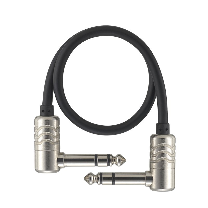 楽器種別：新品Free The Tone/新品 商品一覧＞＞エフェクター【〜5，000円】 商品一覧＞＞その他周辺機器・アクセサリ/Free The Tone 商品一覧＞＞安心してお買い物頂けるよう、コンパクトもマルチも丁寧梱包でお届けします！Free The Tone CB-5028 50cm L/L商品説明「CB-5028 STEREO LINK CABLE」は、エフェクターのエクスプレッションペダル接続や、MIDI シグナルの送受信など、さまざまな用途に使用できます。ぜひ、ご活用ください。【CB-5028 STEREO LINK CABLEの特徴】・17mmの小型プラグキャップを使った小型ステレオプラグを採用。・半田付け端子部を樹脂加工し、高い耐久性を持ちます。近年、エフェクターボード（ペダルボード）の小型・軽量化が急速に進み、フリーザトーンでは、ケーブルに使用するプラグの小型化に取り組んできました。モノプラグより端子が一つ多いステレオプラグは小型化が難しいプラグですが、新しい発想で構造を変更し小型化に成功しました。プラグの小型化を行うためには、ケーブルとプラグを接続する半田付け端子の構造を見直す必要がありました。今回はケーブルと半田付け部の全体を樹脂で覆う構造を採用し、ケーブルを保持する構造を大きく変更しました。端子と端子の間に樹脂が入り込みますので、しっかり絶縁されます。またキャップとケーブルの間に樹脂が挟まっている構造ですので、ケーブルが引っ張られた時の変形に強く、高い耐久性を持っています。STEREO LINK CABLE に使用している新開発のプラグキャップは長さが17mm です。フリーザトーンCB-6560 ケーブルに使用されているステレオプラグのキャップの長さが33mm ですから、約半分の長さです。いかに小型化されたか、お分かりになると思います。また、キャップを打ち込みタイプにすることで、キャップの緩み防止対策も行なっています。プラグはストレートタイプとL アングルタイプをご用意しました。頻繁に抜き差しする箇所には、小型であっても抜き差ししやすいストレートプラグがお薦めです。プラグにフリーザトーン独自の波型溝があり、滑り止めの役割をします。ペダルボード内の狭い箇所にはL アングルタイプがお薦めです。イケベカテゴリ_エフェクター_その他周辺機器・アクセサリ_Free The Tone_新品 SW_Free The Tone_新品 JAN:4560434337456 登録日:2024/07/14 フリーザトーン