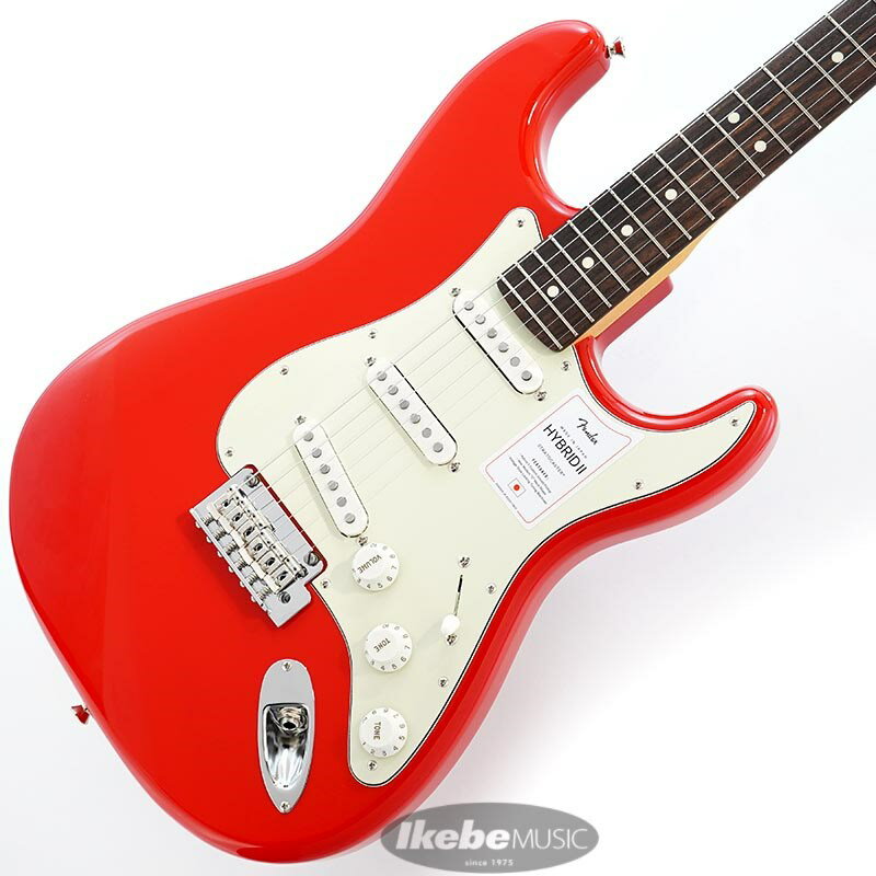 楽器種別：新品エレキギター/Fender Made in Japan 商品一覧＞＞エレキギター/Fender Made in Japan/Hybrid II Stratocaster 商品一覧＞＞エレキギター【85，000円〜160，000円】 商品一覧＞＞当店のギターは、出荷前に専門スタッフが検品・調整しているので安心です！Fender Made in Japan Made in Japan Hybrid II Stratocaster (Modena Red/Rosewood)商品説明Fender Made in Japan Hybrid II SeriesMade in Japan Hybrid IIは、ヴィンテージなルックスはそのままに、プレイヤーや音楽のジャンルを選ばないオールマイティーなモダンスペックを盛り込んだ、まさに「ハイブリッド」と呼ぶにふさわしいシリーズです。 リズム/リード問わず、どのギタリストやベーシストにもフィットする演奏性と楽器のトーンを兼ね備えた製品を、世界的にファンの多いMade in Japanで実現しました。Hybrid II Stratocasterは、定評あるアルダーボディに新設計のHybrid II Custom Voiced Single Coilピックアップを装備し、ヴィンテージスタイルサドル付きの2点支持トレモロシステムを搭載。ヴィンテージロッキングチューナー、Modern Cシェイプにサテンフィニッシュのネック、9.5インチラジアスの指板とナロートールフレットがスムーズなプレイヤビリティを提供します。※画像はサンプルです。製品の特性上、杢目、色合いは1本1本異なります。商品詳細Series: Made in Japan Hybrid IIBody Material: AlderBody Finish: Gloss PolyurethaneNeck: Maple， Modern CNeck Finish: Satin Urethane Finish on Back， Gloss Urethane Finish on FrontFingerboard: Maple or Rosewood， 9.5 (241 mm)Frets: 22， Narrow TallPosition Inlays: Black Dot (Maple)， White Dot (Rosewood)Nut (Material/Width): Bone， 1.650 (42 mm)Tuning Machines: Vintage-Style LockingScale Length: 25.5 (648 mm)Bridge: 2-Point Synchronized Tremolo with Vintage-Style Stamped Steel SaddlesPickguard: 3-Ply Black (318， 380)， 3-Ply Eggshell (300， 316， 367)， 3-Ply Mint Green (300， 307， 316， 318， 367)， 4-Ply Tortoiseshell (306， 307)Pickups: Hybrid II Custom Voiced Single Coil Stratocaster (Bridge)， Hybrid II Custom Voiced Single Coil Stratocaster (Middle)， Hybrid II Custom Voiced Single Coil Stratocaster (Neck)Pickup Switching: 5-Position BladePosition 1. Bridge PickupPosition 2. Bridge and Middle PickupPosition 3. Middle PickupPosition 4. Middle and Neck PickupPosition 5. Neck PickupControls: Master Volume， Tone 1. (Neck Pickup)， Tone 2. (Bridge/Middle Pickup)Control Knobs: EggshellHardware Finish: Nickel/ChromeStrings: Nickel Plated Steel (.009-.042 Gauges)ギグケース付属イケベカテゴリ_ギター_エレキギター_Fender Made in Japan_Hybrid II Stratocaster_新品 JAN:0885978544936 登録日:2021/11/01 エレキギター フェンダー ふぇんだー フェンダージャパン フェンジャパ フェンダーJ ストラト ストラトキャスター