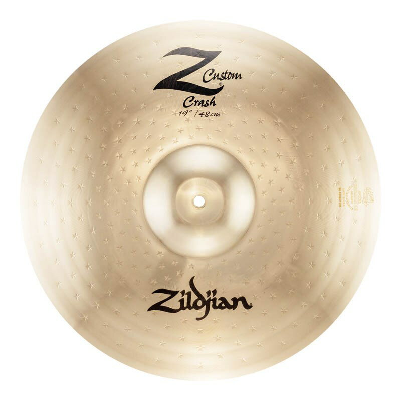楽器種別：新品Zildjian/Z Custom 商品一覧＞＞Zildjian/新品 商品一覧＞＞ドラム【40，000円〜80，000円】 商品一覧＞＞シンバル/クラッシュ/Zildjian 商品一覧＞＞安心してお買い物頂けるよう、スネアもシンバルも丁寧梱包でお届けします！Zildjian Z Custom Crash 19 [NZZLC19C]商品説明【ジルジャン・Zカスタムシリーズが15年の時を経てカムバック！】-Z Custom-1993年に登場し、2009年に惜しまれつつも生産完了となったZ Customシリーズ。このたび、多くの復活リクエストが寄せられていたこのシリーズが15年の時を経てジルジャンラインナップに帰ってきます。Z Customは、世界的な人気の高まりを見せているメタルに最適なシリーズです。新たに生まれ変わったZ Customシリーズは、製造工程を見直すことで、耐久性、音楽性、演奏性が向上しました。ドラマーが長年求めてきた爆発的で明るく、大音量のサウンドを実現します。ブリリアントフィニッシュが施されたシンバルの表面には、オリジナルのZシリーズを彷彿とさせるスターハンマーパターンが採用されています。Z Customの突き抜けるようなサウンドは、ステージやスタジオで無限の音楽表現を可能にします。[Z Custom Crash]あらゆるドラムキットに比類なきパワーとエネルギーをもたらすハードヒッティングドラマーのためのクラッシュ。明るさ、パワー、音量を高いレベルで発揮します。サイズは16インチから20インチまで1インチ刻み。・ジルジャンシンバルの中で最も復活リクエストが多かったシリーズ・明るく切れのある爆発的なサウンド・音色や音楽性を犠牲にすることなく、圧倒的な音の広がりを実現・向上した耐久性、音楽性、演奏性・材質：キャスト（B20ブロンズ）・ウエイト：Mediumサイズ：19インチイケベカテゴリ_ドラム_シンバル_クラッシュ_Zildjian_Z Custom_新品 SW_Zildjian_新品 JAN:0642388330111 登録日:2024/05/13 ジルジャン Zカスタム